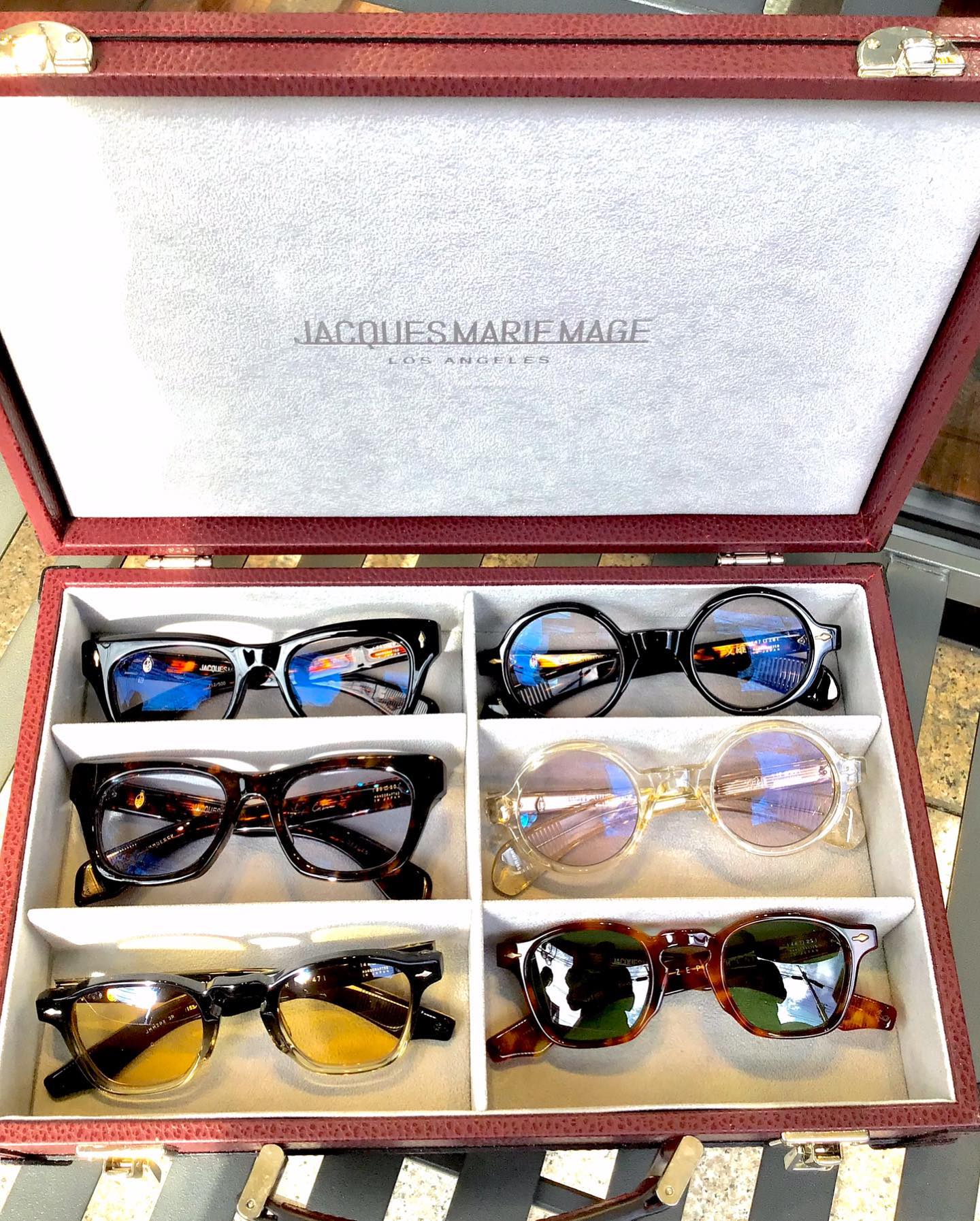 インスタご覧の皆様こんばんは！
本日は当店のお客様のジャックマリーマージュのコレクションを撮影させて頂きました。

いつも当店をご利用いただいておりますK様のジャックマリーマージュのコレクションを一部撮影させて頂きました。

K様は多数の眼鏡をお持ちですが、現在ジャックマリーマージュの眼鏡をコレクションされており、今回はジャックマリーマージュのアタッシュケースに入れご持参いただき撮影させていただきましたありがとうございます。

ジャックマリーマージュのモデルごとに2色のカラーをアタッシュケースに入れてあり、K様の大切にされているジャックマリーマージュの世界感が感じられますねとご来店時にK様と楽しくお話しをさせていただきました。

またお近くに来られた際には眼鏡のメンテナンスにもお立ち寄り下さい。

︎shop data︎

最寄り駅 自由が丘
正面口出口から歩いて約５分です。
住所 152-0035
東京都目黒区自由が丘1-16-13ヒルズ自由が丘1F
︎03-5731-6612
OPEN11:00〜20:00
info＠beauxyeux.jp



#自由が丘 
#ボズュー自由が丘



@beauxyeux_azabu