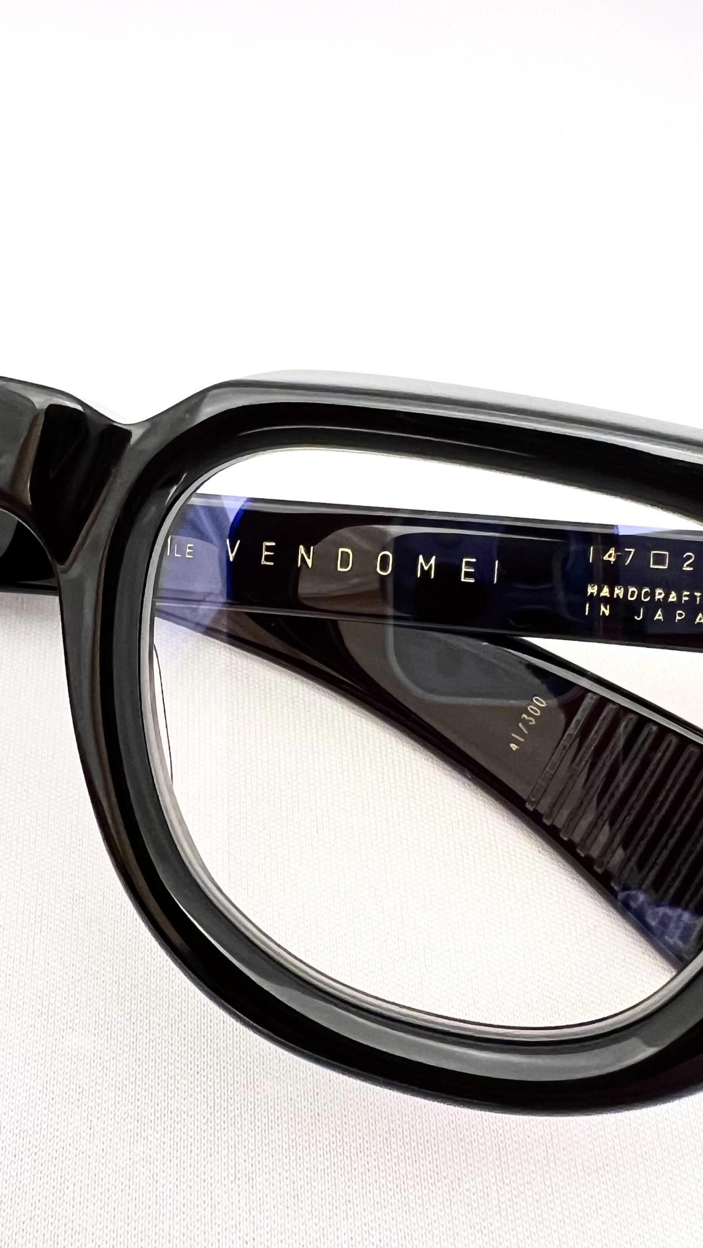 brand: JACQUES MARIE MAGE
mod:VENDOME
col.ECLIPSE2

jacquesmariemageから大人気モデル『VENDOME』の新色が入荷してまいりました！

ECLIPSE2は、jacquesmariemageらしいテンプル外側にゴールドの芯金が見えている仕様です。

横から見た時に華やかさと上品さが目を惹くデザインです。
オプティカル仕様ですが、カラーレンズを入れてお使い頂くことも可能です！

是非店頭にてお試しください！

〜VENDOME〜
パリで愛されたPlace Vendomeは、フランス後期古典主義の洗練された表現を反映したウェリントンシェイプとテンプルに建築的な魅力を加えた1本となっております。

商品に関するお問い合わせはDM、お電話、メールでも受付しておりますのでお気軽に問い合わせください。

︎shop data︎
最寄り駅 自由が丘
正面口出口から歩いて約５分です。
住所 152-0035
東京都目黒区自由が丘1-16-13ヒルズ自由が丘1F
︎03-5731-6612
info＠beauxyeux.jp

New colors of the popular model "VENDOME" from jacquesmariemage are now available!

ECLIPSE2 has a gold core visible on the outside of the temple, which is typical of jacquesmariemage.

The design is eye-catching with its elegance and elegance when viewed from the side.
Although it is an optical specification, you can also use it with colored lenses!

Please try it in store!

〜VENDOME〜
Place Vendome, beloved in Paris, has a Wellington shape and temples that reflect the sophisticated expression of late French classicism, adding architectural charm.

For inquiries regarding products, please feel free to contact us by DM, phone, or email.

︎ shop information︎
SHOP beauxyeux Jiyugaoka
ZIPCODE 152-0035
1F Hills Jiyugaoka 1-16-13
Jiyugaoka Meguro-ku Tokyo JAPAN
︎+81-35731-6612
info@beauxyeux.jp

#jacquesmariemage　      #眼鏡店　
@beauxyeux_azabu
@beauxyeux_jiyugaoka 
@jacquesmariemage 
@jacquesmariemage_japan