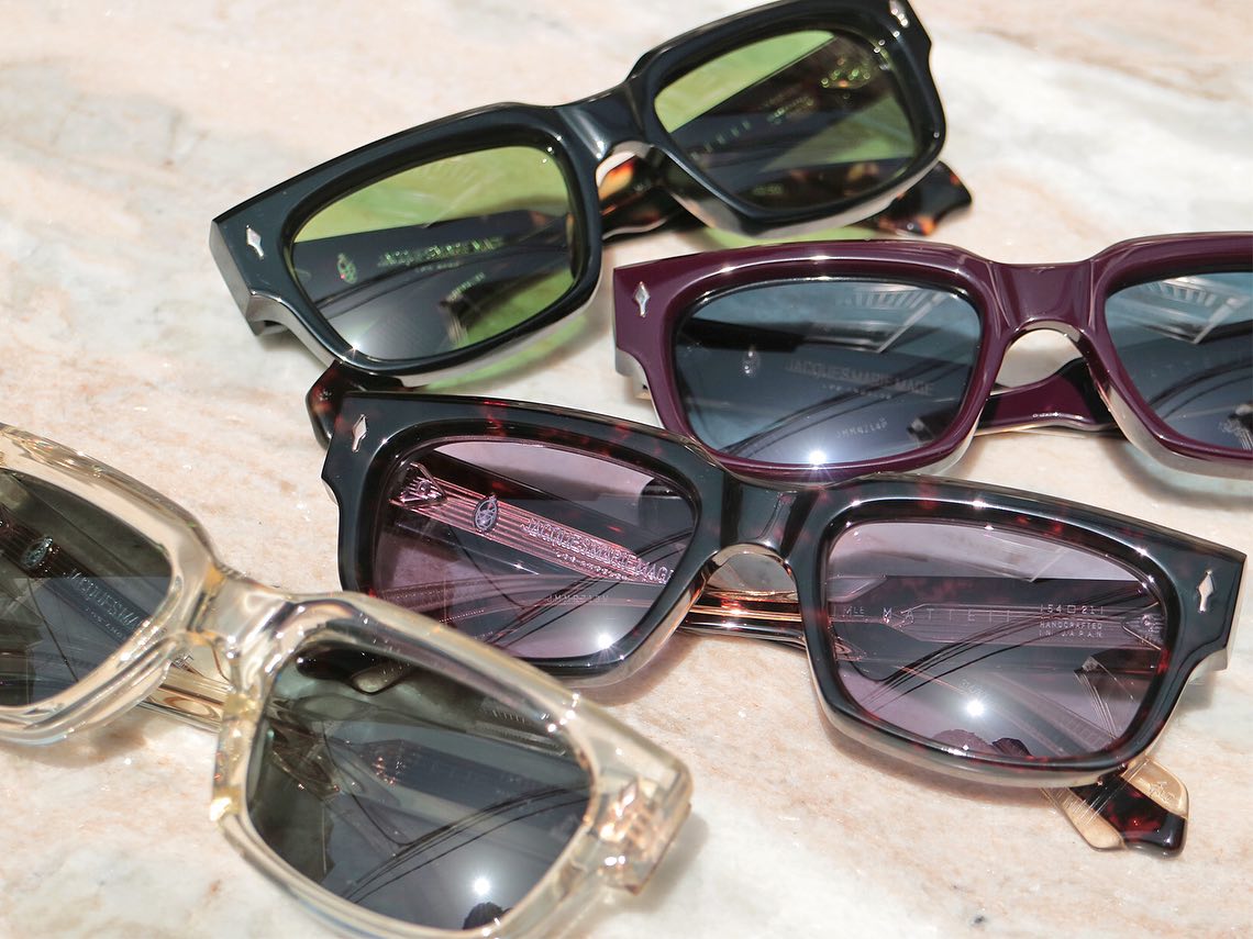 -【最新モデル入荷】
brand: JacquesMarieMage
mod: MATTEI
col: Noir
col: Beau
col: Wine
col: Brut
.
.
JacquesMarieMageから最新モデルが入荷してまいりました。
.
60年代デザインをから着想を得た新作フレームMATTEI。

JMMの特徴でもある厚みを持たせた生地にスクエアデザイン。
独自のカットが施された新デザインのテンプルは、サイドからの美しさを演出しています。

普遍的なデザインながらレトロに落ち着かず、華やかさがある、完全で美しいスクエアはなかなか見つかりません。

サイズは54-21。
完売必至の間違いないデザイン、是非お早めにお試しください。
.
.
.
店頭にその他モデルも多数入荷しておりますので、是非お手に取ってお試しください。
今後も注目モデルなどをご紹介して参りますのでお楽しみに。
.
.
︎shop data︎
::: ボズュー麻布 :::
最寄り駅 麻布十番駅
5b出口から徒歩約1分
住所 106-0045
東京都港区麻布十番1-10-12須田ビル1F
︎03-6230-9983
azabu@beauxyeux.jp
.

#ジャックマリーマージュ 
#ボズュー麻布 
@beauxyeux_jiyugaoka