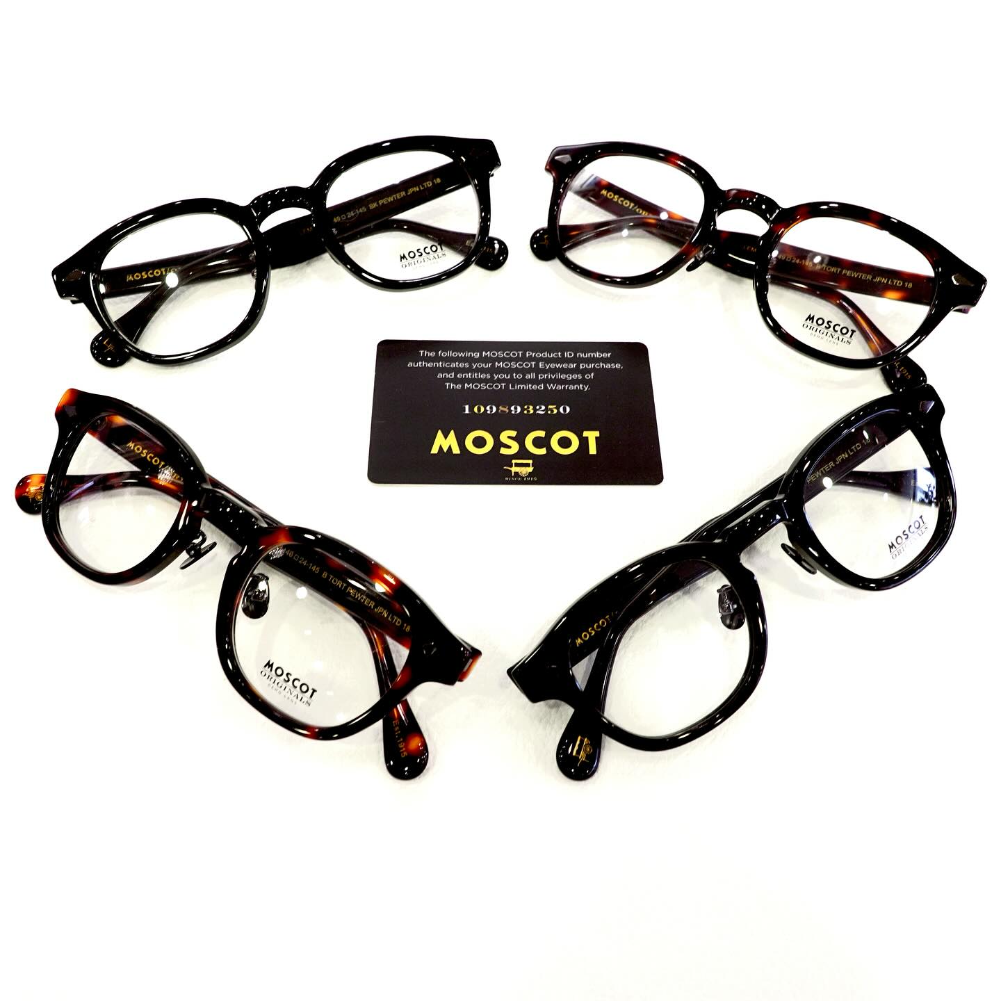 インスタをご覧の皆さんこんばんは！
本日はアメリカニューヨークのブランドのMOSCOTの JAPAN LIMITED18TH(ジャパンリミテッド)最新モデルが入荷いたしました！
今回はカシメ飾り、パットの部分がブラック系のピューターカラーにて仕上げられ、ノーズパットの素材はチタンが使用され高級感があります。

サイズ展開は46.49がございます。

限定モデルになりますのでお早めにチェックしてみてください！

︎shop data︎
最寄り駅 自由が丘
正面口出口から歩いて約５分です。
住所 152-0035
東京都目黒区自由が丘1-16-13ヒルズ自由が丘1F
︎03-5731-6612
info@beauxyeux.jp



 @beauxyeux_azabu