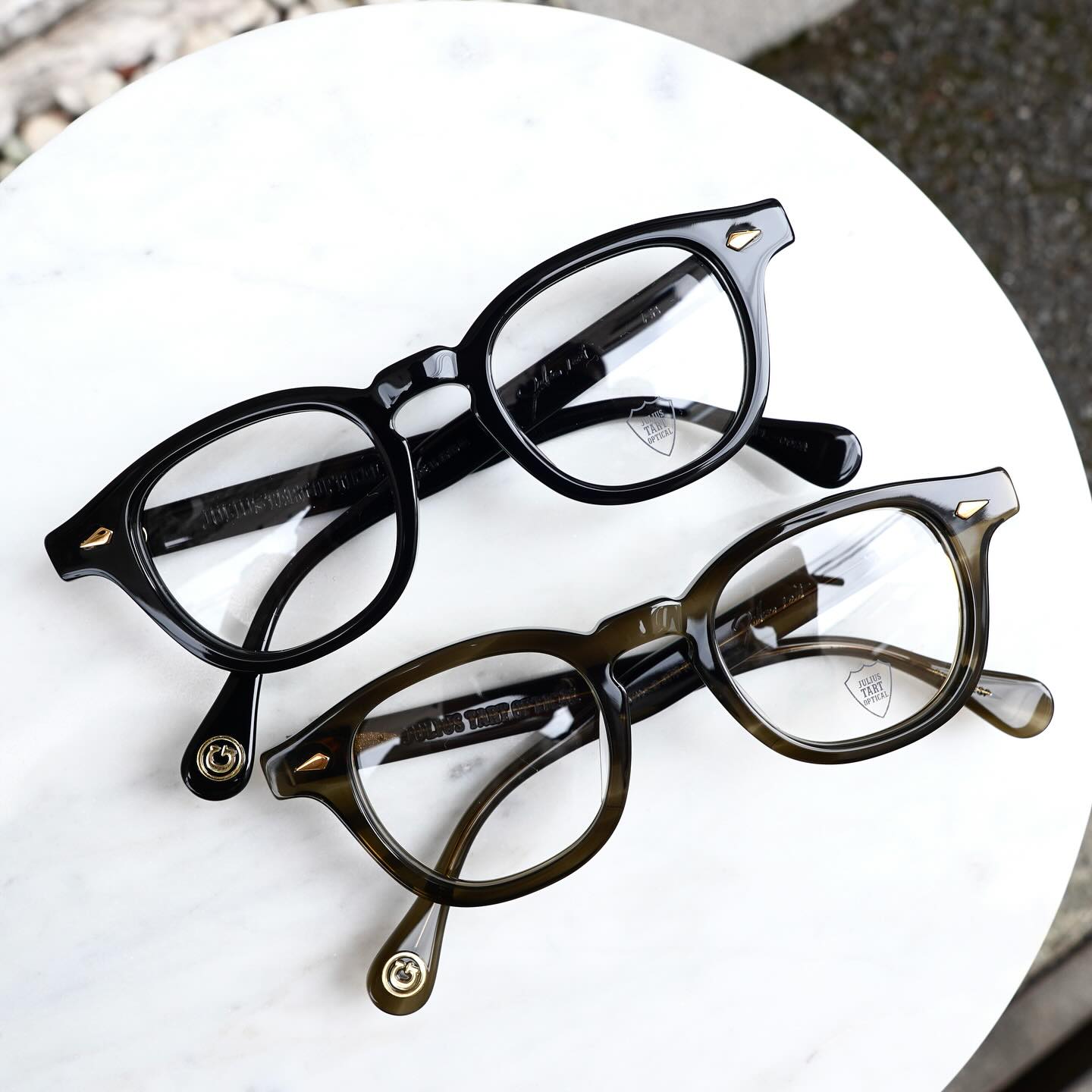 brand: JULIUS TART OPTICAL
model : AR Gold Edition
col:Black,Olive Green Sasa

一年に一度のみの生産となっておりますJULIUS TART OPTICAL AR Gold Editionのご紹介をさせて頂きます。

Gold Editionは、通常シルバーのリベットとヒンジパーツをゴールドに変更されている特別モデルです。
また、テンプルエンドには手作業にて施されるGマークがついております。

お探しの方はお早めに。

商品に関するお問い合わせはDM、お電話、メールでも受付しておりますのでお気軽に問い合わせください。

︎shop data︎
最寄り駅 自由が丘
正面口出口から歩いて約５分です。
住所 152-0035
東京都目黒区自由が丘1-16-13ヒルズ自由が丘1F
︎03-5731-6612
info＠beauxyeux.jp

We would like to introduce the JULIUS TART OPTICAL AR Gold Edition, which is produced only once a year.

The Gold Edition is a special model in which the regular silver rivets and hinge parts have been changed to gold.

The temple ends also have a G mark applied by hand.

If you are looking for a pair, hurry up.

We also accept product inquiries via DM, phone, and email, so please feel free to contact us.

︎ shop information︎
SHOP beauxyeux Jiyugaoka
ZIPCODE 152-0035
1F Hills Jiyugaoka 1-16-13
Jiyugaoka Meguro-ku Tokyo JAPAN
︎+81-35731-6612
info@beauxyeux.jp

#自由が丘 
#ボズュー自由が丘



@beauxyeux_azabu
@beauxyeux_jiyugaoka