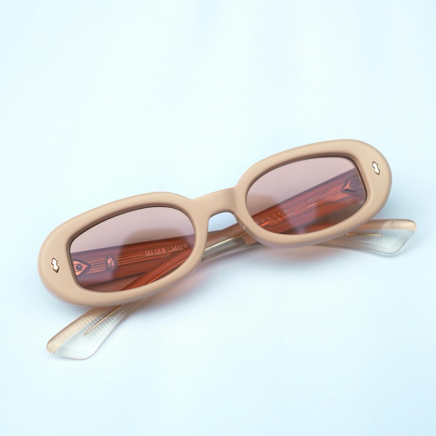 JACQUES MARIE MAGEより日本に２店舗のみ入荷のスペシャルコレクション『SUEDEコレクション』が本日より発売です！

brand: JACQUES MARIE MAGE
model:LEONARD
col:DUST SUEDE
　
パステルカラーのような柔らかい色味が特徴。
コレクション名にもあるように『SUEDE(スエード)』の質感を彷彿とさせる表面のマット加工。
ブランドの特徴であるテンプル部分の芯金は見えない仕様によって限りなくシンプルに。

展開モデルは、DEALAN,ZEPHIRIN,BESSET,KAY,LEONARDの５型です。

色味はポップな印象がありますが、JACQUESMARIE MAGEらしい上品さと高級感はそのままに表現されています。

肌馴染みも良くかなり良いです。

生産本数はなんと各色【50本】とかなり少ない生産本数となっています。
アジア圏では日本のみの入荷だそうです、、、

是非この機会にご来店お待ちしております。

商品に関するお問い合わせはDM、お電話、メールでも受付しておりますのでお気軽に問い合わせください。

︎shop data︎
最寄り駅 自由が丘
正面口出口から歩いて約５分です。
住所 152-0035
東京都目黒区自由が丘1-16-13ヒルズ自由が丘1F
︎03-5731-6612
info＠beauxyeux.jp

The special collection "SUEDE Collection" from JACQUES MARIE MAGE, available only at two stores in Japan, is now on sale!

brand: JACQUES MARIE MAGE
model: LEONARD
colour: DUST SUEDE

The collection features soft pastel colours.
As the collection name suggests, the matte surface is reminiscent of the texture of "SUEDE".
The brand's signature core metal in the temples is invisible, making it as simple as possible.

The five models available are DEALAN, ZEPHIRIN, BESSET, KAY and LEONARD.

The colours are pop, but they still retain the elegance and luxury that is characteristic of JACQUES MARIE MAGE.

They also blend well with the skin and are very comfortable.

The number of units produced is very small, with only 50 of each colour.

In Asia, Japan is the only place they will be available...

We hope you will take this opportunity to visit our store.

If you have any questions about our products, please feel free to contact us via DM, phone, or email.

︎ shop information︎
SHOP beauxyeux Jiyugaoka
ZIPCODE 152-0035
1F Hills Jiyugaoka 1-16-13
Jiyugaoka Meguro-ku Tokyo JAPAN
︎+81-35731-6612
info@beauxyeux.jp



#自由が丘 
#ボズュー自由が丘



@beauxyeux_azabu
@beauxyeux_jiyugaoka 
@jacquesmariemage