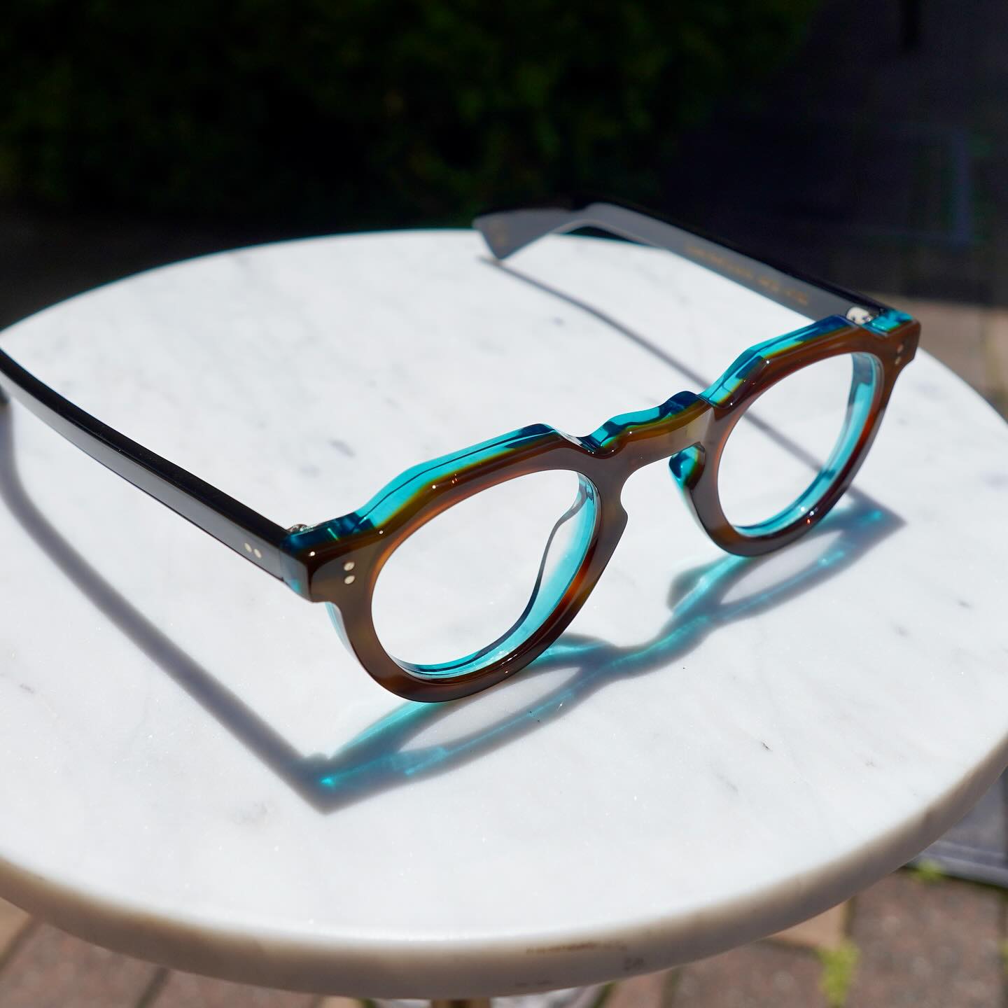 brand: Lesca LUNETIER
model:CROWNPANTO 8mm
col:66

Lesca LUNETIERより人気シリーズ『Upcycling Acetate(アップサイクリングアセテート)』より人気色が再入荷しました！

ヴィンテージのデッドストックの板生地を削り出し、貼り合わせによって美しい配色のフレームが生み出される数量限定生産品です。

これからの季節、サングラスとしてもオススメです！

是非店頭にてお試しください。

商品に関するお問い合わせはDM、お電話、メールでも受付しておりますのでお気軽に問い合わせください。

︎shop data︎
最寄り駅 自由が丘
正面口出口から歩いて約５分です。
住所 152-0035
東京都目黒区自由が丘1-16-13ヒルズ自由が丘1F
︎03-5731-6612
info＠beauxyeux.jp

Popular colors from Lesca LUNETIER's popular series "Upcycling Acetate" are back in stock! 

This is a limited edition product made by carving out vintage deadstock boards of fabric and gluing them together to create frames with beautiful color schemes. 

Recommended as sunglasses for the coming season! 

Please come and try them out in store. 

Please feel free to contact us with any product inquiries via DM, phone, or email.

︎ shop information︎
SHOP beauxyeux Jiyugaoka
ZIPCODE 152-0035
1F Hills Jiyugaoka 1-16-13
Jiyugaoka Meguro-ku Tokyo JAPAN
︎+81-35731-6612
info@beauxyeux.jp

#自由が丘 
#ボズュー自由が丘



@beauxyeux_azabu
@beauxyeux_jiyugaoka 
@lescalunetier