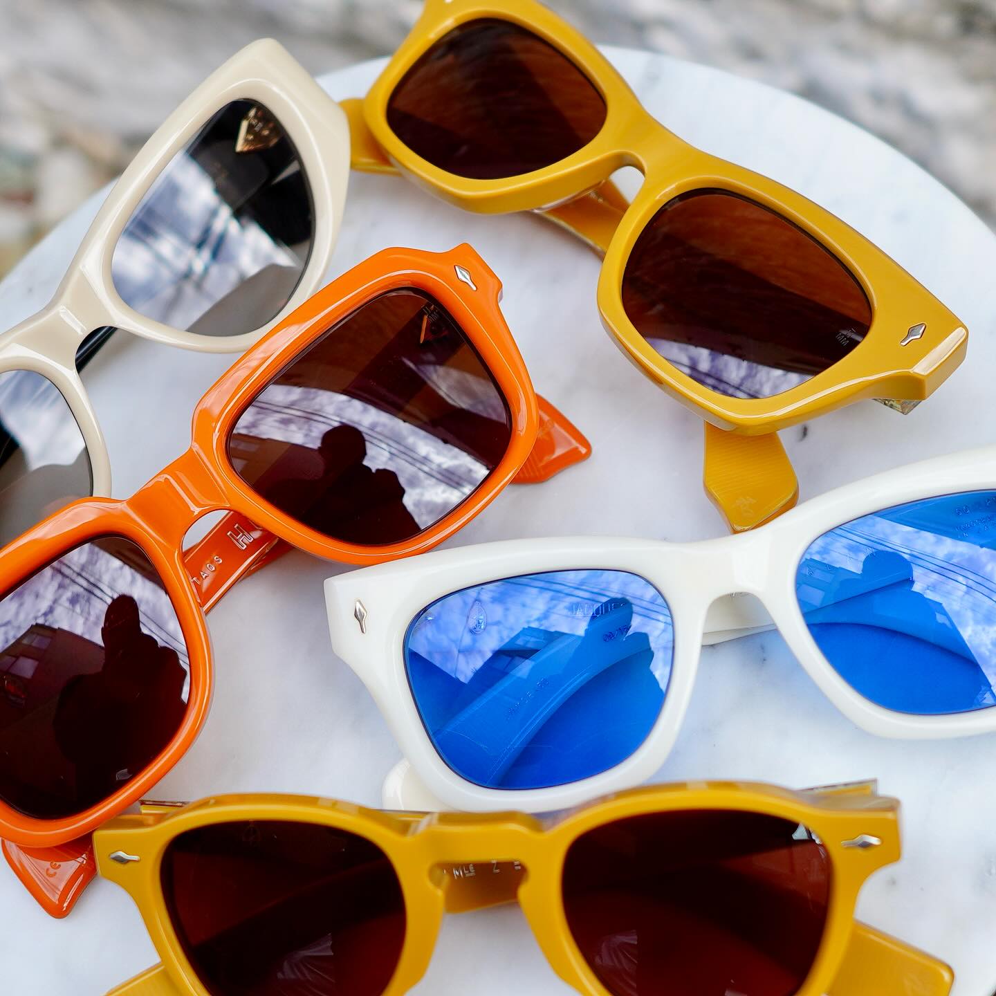 【JACQUES MARIE MAGE】のTRUNKSHOW、開催中です！

会期
2025年6月14日(土)〜6月21日(土)

今回のトランクショーでは、サンプルでは無く即売品のアイテムを大量にご用意しております。

店舗での通常コレクション販売に加え、ハイエンドラインである”LAST FRONTIER VI(ラストフロンティアVI)”、年間を通して発表されるコラボレーションモデルやこれまでに発表された膨大なコレクションにおいて希少なデッドストックモデル、日本市場では流通の少なかったフレームカラーの中から厳選されたモデル約100種類を期間限定で入荷いたします。

これだけの種類のアイテムを実際に手に取ってご覧いただくことができる機会は少ないかと思います。

また、新作やアイコンモデルの新色などもフェア開催のタイミングで続々と入荷してきておりますのでデザイナーが思い描くブランドの世界観を心ゆくまでご堪能くださいませ。

会期中、ボズュー自由が丘店にいらしたことのないお客様のご来店もお待ちしておりますので、どなた様もお気軽にお立ち寄りくださいませ。

期間中、皆様のご来店をスタッフ一同心よりお待ちしております。

︎商品に関するお問い合わせはDM、お電話、メールでも受付しておりますのでお気軽に問い合わせください。

︎shop data︎
最寄り駅 自由が丘
正面口出口から歩いて約５分です。
住所 152-0035
東京都目黒区自由が丘1-16-13ヒルズ自由が丘1F
︎03-5731-6612
info＠beauxyeux.jp

︎ shop information︎
SHOP beauxyeux Jiyugaoka
ZIPCODE 152-0035
1F Hills Jiyugaoka 1-16-13
Jiyugaoka Meguro-ku Tokyo JAPAN
︎+81-35731-6612
info@beauxyeux.jp



#自由が丘 
#ボズュー自由が丘



@beauxyeux_azabu
@beauxyeux_jiyugaoka 
@jacquesmariemage