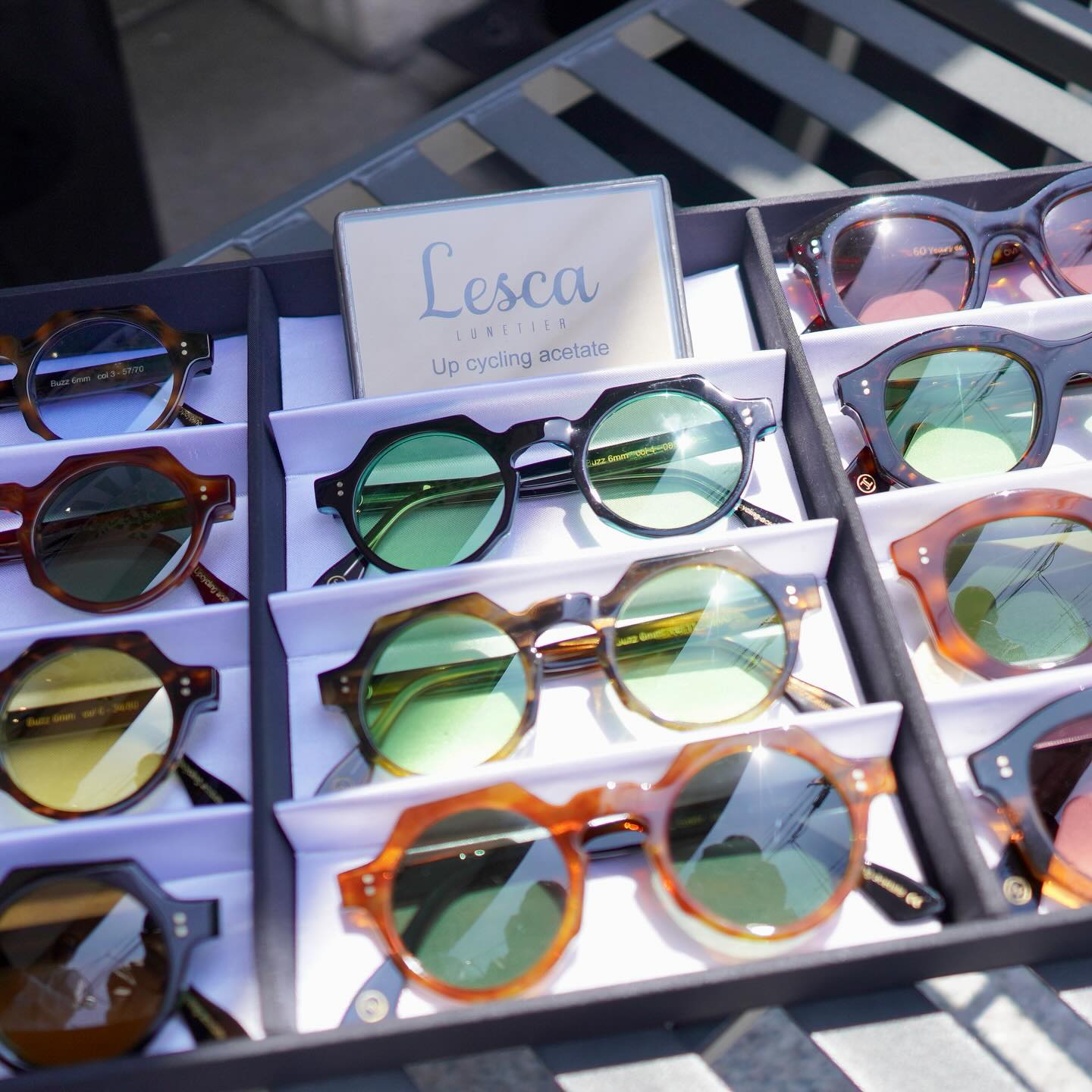《『Lesca LUNETIER』のサンプルオーダー会開催のお知らせ》

ご好評を頂いております『Lesca LUNETIER』オーダー会を6月27日(金)から6月30日(月)までの4日間、ボズュー自由が丘店にて開催いたします！

『Lesca LUNETIER』現行のアイコンモデル(PICA,TORO,La Corb's,HERI etc...)や2024AW〜2025SS(最新コレクション)をカラーバリエーション豊富にサンプルをご用意させて頂きます！
通常店頭にご用意が無かったカラーなどもお試し頂けるチャンスです！

また、ヴィンテージの生地を用いた"Upcycling acetate"(アップサイクリングアセテート)コレクションや生産終了となってしまった貴重なデッドストックコレクションモデルも【即売品】としてご用意させていただいております。

この会期中にご来店頂けましたら、ネットで気になっていたもののサイズ感やカラーリングなど全てお試し頂いてからオーダーすることが可能です。

また、フレームに合わせていただくカラーレンズやサングラスレンズ、今人気が高まっている調光レンズなどのサンプルもたくさんご用意しておりますので、お気に入りの一本にオリジナルのカラーレンズを合わせてみるのもいかがでしょうか。

皆様のご来店心よりお待ちしております！
会期中、どなた様もお気軽にお立ち寄りくださいませ。

※オーダーイベント(受注会)形式につき、サンプルからご注文いただく商品の場合は納品まで少々お時間を頂く場合がございます。
具体的な納期の詳細につきましては当店スタッフまでお気軽にお声掛けくださいませ。

︎商品に関するお問い合わせはDM、お電話、メールでも受付しておりますのでお気軽に問い合わせください。

︎shop data︎
最寄り駅 自由が丘
正面口出口から歩いて約５分です。
住所 152-0035
東京都目黒区自由が丘1-16-13ヒルズ自由が丘1F
︎03-5731-6612
info＠beauxyeux.jp

︎ shop information︎
SHOP beauxyeux Jiyugaoka
ZIPCODE 152-0035
1F Hills Jiyugaoka 1-16-13
Jiyugaoka Meguro-ku Tokyo JAPAN
︎+81-35731-6612
info@beauxyeux.jp

#自由が丘 
#ボズュー自由が丘



@beauxyeux_azabu
@beauxyeux_jiyugaoka 
@lescalunetier 
@globespecs_1998