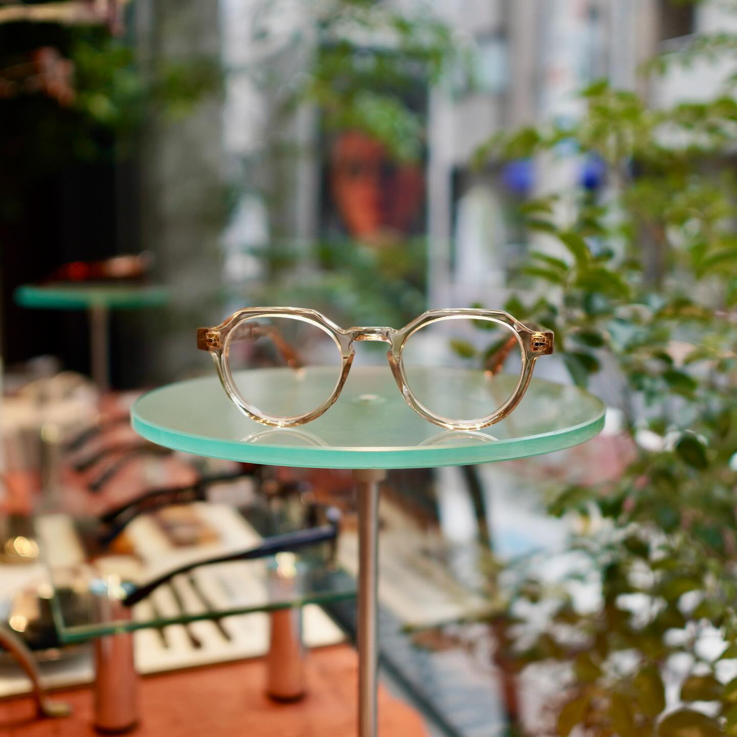 brand: AHLEM
model :Rue Bosquet
col:Dry Pampas

AHLEMの人気モデル"Rue Bosquet"

その中でも好評だった『col. Dry Pampas』が
残念ながら廃盤カラーとなってしまいました。

ですが、最後に1本だけ入荷することができましたのでご紹介させて頂きます。

この先の再入荷は無いので、お探しの方や気になっていた方はこの機会お見逃しなく。

︎商品に関するお問い合わせはDM、お電話、メールでも受付しておりますのでお気軽に問い合わせください。

︎shop data︎
最寄り駅 自由が丘
正面口出口から歩いて約５分です。
住所 152-0035
東京都目黒区自由が丘1-16-13ヒルズ自由が丘1F
︎03-5731-6612
info＠beauxyeux.jp

AHLEM's popular model "Rue Bosquet"

The particularly popular "col. Dry Pampas" has unfortunately been discontinued.

However, we were able to get one in stock at the end, so we would like to introduce it to you.

There will be no restocks in the future, so if you are looking for it or have been interested in it, don't miss this opportunity.

︎We also accept inquiries about products via DM, phone, and email, so please feel free to contact us.

︎ shop information︎
SHOP beauxyeux Jiyugaoka
ZIPCODE 152-0035
1F Hills Jiyugaoka 1-16-13
Jiyugaoka Meguro-ku Tokyo JAPAN
︎+81-35731-6612
info@beauxyeux.jp


#自由が丘 
#ボズュー自由が丘



@beauxyeux_azabu
@beauxyeux_jiyugaoka 
@ahlem