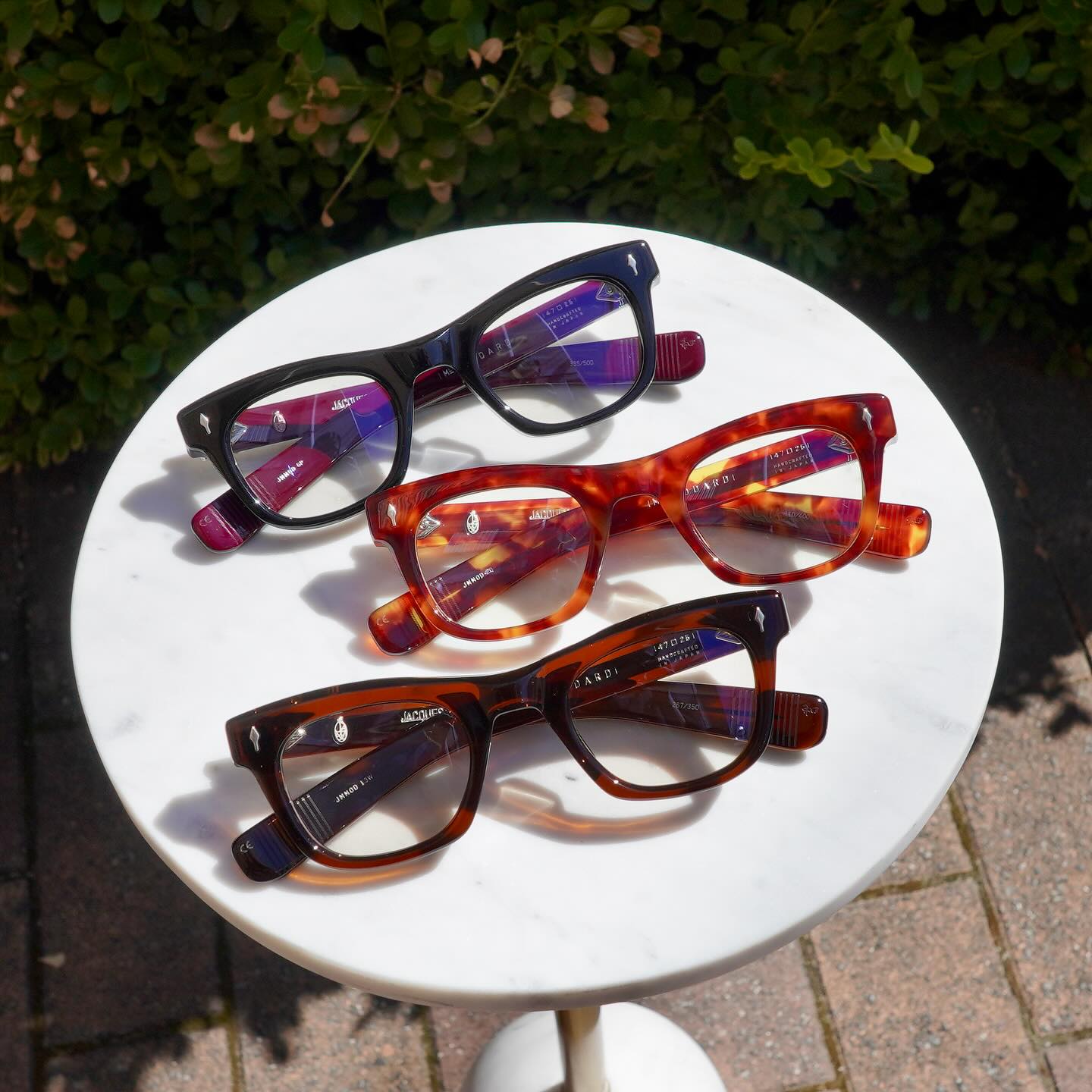 brand: JACQUES MARIE MAGE
model: GODARD
col: Blood Stone/Baltic/Zoltar

JACQUES MARIE MAGEよりGODARDの新色が入荷いたしました！

[GODARD]
フランスの映画監督のジャン＝リュック・ゴダールからインスピレーションを受けたモデル。

DEALANにも似たキャッツアイなフォルムですが、GODARDはレンズの縦幅を抑え、ブロウラインの目尻側は少し下げバランスの良い一本に仕上がっています。

コンパクトなサイズ感なので、女性の方やお顔の小さめな男性の方など幅広くご着用いただけます。

待望の新色です！
お探しの方は是非お試しください。

商品に関するお問い合わせはDM、お電話、メールでも受付しておりますのでお気軽に問い合わせください。

︎shop data︎
最寄り駅 自由が丘
正面口出口から歩いて約５分です。
住所 152-0035
東京都目黒区自由が丘1-16-13ヒルズ自由が丘1F
︎03-5731-6612
info＠beauxyeux.jp

New colors of GODARD from JACQUES MARIE MAGE have arrived!

[GODARD]
This model was inspired by French film director Jean-Luc Godard.

The cat-eye shape is similar to DEALAN, but GODARD has a narrower lens and the outer corner of the brow line is slightly lowered to create a well-balanced pair of glasses.

The compact size makes it suitable for a wide range of people, including women and men with smaller faces.

The long-awaited new color!
If you're looking for it, please give it a try.

We accept product inquiries via DM, phone, and email, so please feel free to contact us.

︎ shop information︎
SHOP beauxyeux Jiyugaoka
ZIPCODE 152-0035
1F Hills Jiyugaoka 1-16-13
Jiyugaoka Meguro-ku Tokyo JAPAN
︎+81-35731-6612
info@beauxyeux.jp



#自由が丘 
#ボズュー自由が丘



@beauxyeux_azabu
@beauxyeux_jiyugaoka 
@jacquesmariemage