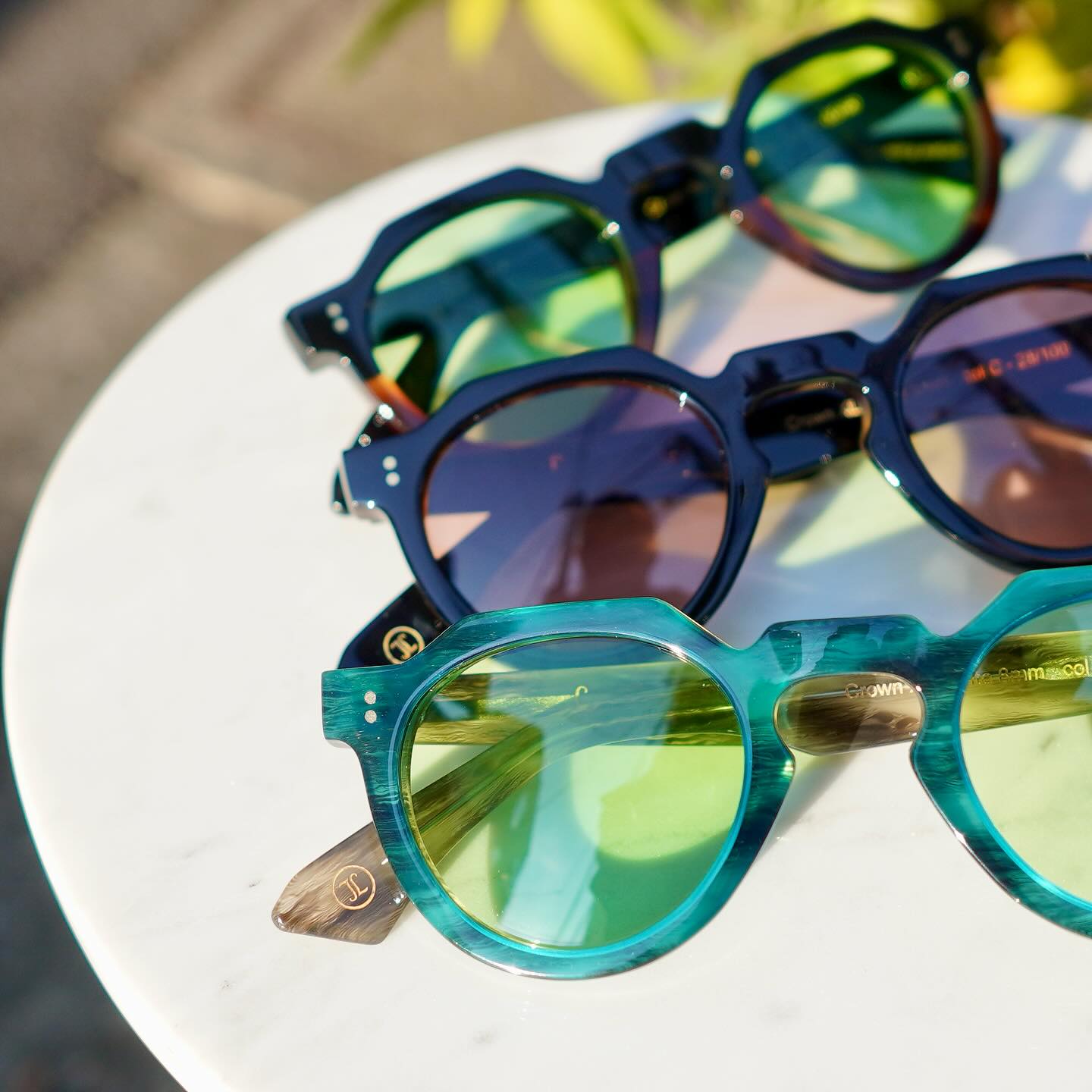 brand: Lesca LUNETIER
model:CROWN XL PANTO 8mm
col:A,H,C

Lesca LUNETIERより人気シリーズ『Upcycling Acetate(アップサイクリングアセテート)』よりCROWNPANTOのXLサイズが入荷しました！

今までワンサイズ展開だった『CROWNPANTO』。
待望のサイズアップ版が入荷しました。

テンプル部分が通常のCROWNPANTOとは異なり、耳に当たる部分が細くなっており掛け心地も良い仕様となっています。

ヴィンテージのデッドストックの板生地を削り出し、貼り合わせによって美しい配色のフレームが生み出される数量限定生産品です。

是非店頭にてお試しください。

商品に関するお問い合わせはDM、お電話、メールでも受付しておりますのでお気軽に問い合わせください。

?shop data?
最寄り駅 自由か?丘
正面口出口から歩いて約５分て?す。
住所 152-0035
東京都目黒区自由か?丘1-16-13ヒルス?自由か?丘1F
?03-5731-6612
info＠beauxyeux.jp

The XL size of the CROWN PANTO from Lesca LUNETIER's popular "Upcycling Acetate" series has arrived!

Until now, the "CROWN PANTO" was only available in one size.

The long-awaited larger size is now in stock.

Unlike the standard CROWN PANTO, the temples are thinner at the ears, making them more comfortable to wear.

This limited-edition product is made by carving and gluing together vintage deadstock boards of fabric to create frames with beautiful color schemes.

Come try them out in store!

For product inquiries, please feel free to contact us via direct mail, phone, or email.

? shop information?
SHOP beauxyeux Jiyugaoka
ZIPCODE 152-0035
1F Hills Jiyugaoka 1-16-13
Jiyugaoka Meguro-ku Tokyo JAPAN
?+81-35731-6612
info@beauxyeux.jp

#自由か?丘 
#ホ?ス?ュー自由か?丘



@beauxyeux_azabu
@beauxyeux_jiyugaoka 
@lescalunetier