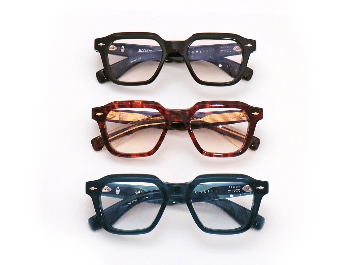 -【最新モデル入荷】
brand: JacquesMarieMage
mod: TOMLIN
col: Willow
col: Argyle
col: Indigo
.
.
JacquesMarieMageから最新モデルが入荷してまいりました。
.
ミドルサイズのウェリントンデザインの新作フレームTOMLIN。

造形美やそこに漂う静かな気品が交錯するミッドセンチュリーの矜持を体現した、最新デザイン。
今で言う1950年代のヴィンテージデザインですが、完成された美しさに、JMMのエッセンスが加わり、静かながら力強いデザインに昇華されました。

サイズは50-20と、申し分ないサイズ感。
新たな定番となりそうな、完売必至モデルです。

近年大ぶりデザインが多かったJMMですが、このようなサイズ感は久しぶりかもしれません。
是非お早めにお試しください。
.
.
.
店頭にその他モテ?ルも多数入荷しておりますのて?、是非お手に取ってお試しくた?さい。
今後も注目モテ?ルなと?をこ?紹介して参りますのて?お楽しみに。
.
.
?shop data?
::: ボズュー麻布 :::
最寄り駅 麻布十番駅
5b出口から徒歩約1分
住所 106-0045
東京都港区麻布十番1-10-12須田ビル1F
?03-6230-9983
azabu@beauxyeux.jp
.

#シ?ャックマリーマーシ?ュ 
#ホ?ス?ュー麻布 
@beauxyeux_jiyugaoka