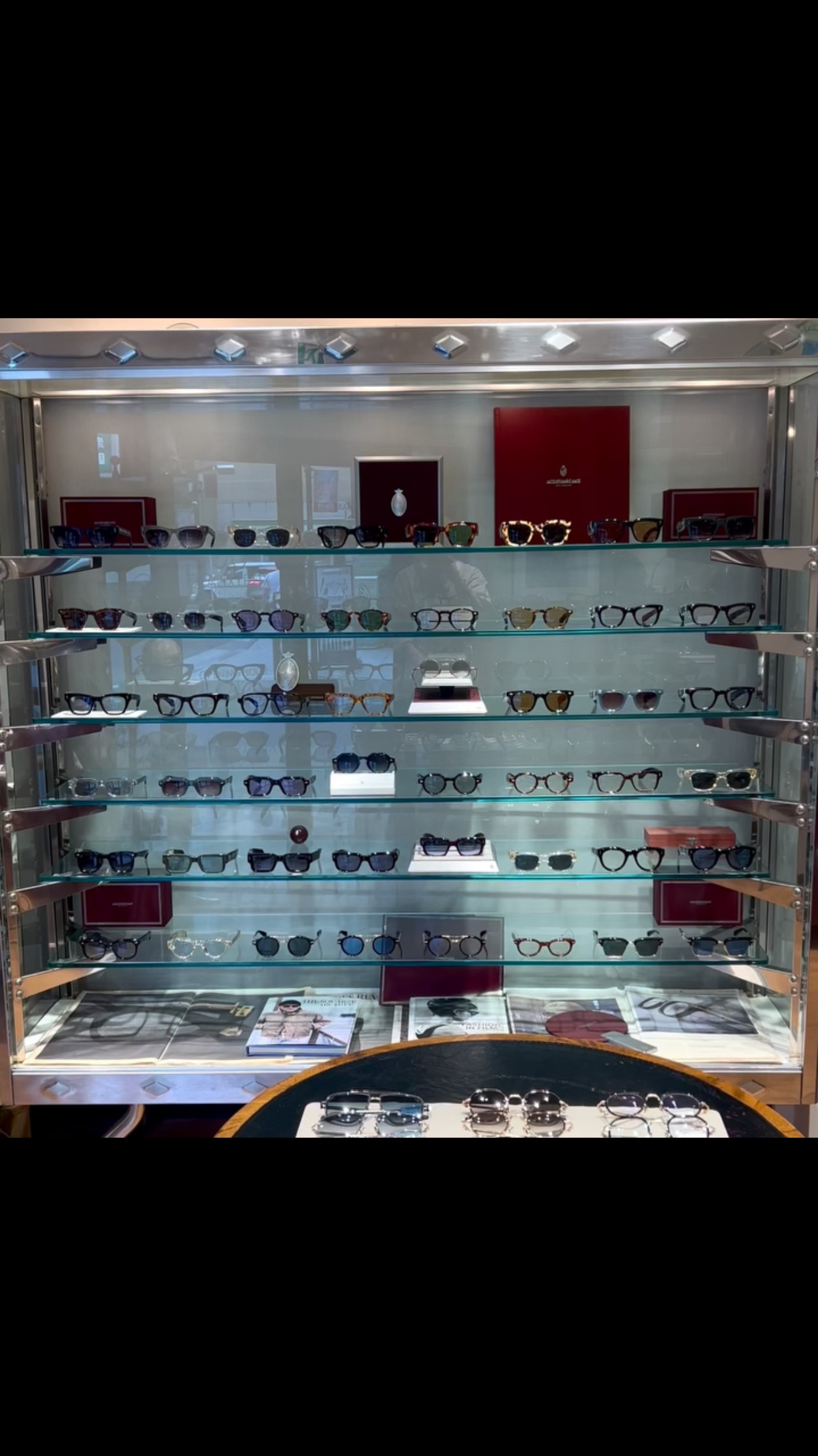 brand: JACQUES MARIE MAGE

現在ボズュー麻布店ではJACQUES MARIE MAGEのフレーム、約100本以上取り揃えております！
※動画に出ているモデルは一部です。

通常モデルの他にも最高級ラインである「ラストフロンティア」、10周年記念モデル「ディケイドコレクション」、ケースやアイウェアネックレス等の「レザーコレクション」など、沢山ご用意しております。

都内唯一の商品量。
是非ご来店ください。

お探しの商品等に関するお問い合わせはDM、お電話、メールでも受付しておりますのでお気軽に問い合わせください。

?shop data?
::: ボズュー麻布 :::
最寄り駅 麻布十番駅
5b出口から徒歩約1分
住所 106-0045
東京都港区麻布十番1-10-12須田ビル1F
?03-6230-9983
azabu@beauxyeux.jp

Currently, Bozu Azabu store stocks over 100 JACQUES MARIE MAGE frames!
*The models shown in the video are only a selection.

In addition to the regular models, we also have a wide selection available, including the premium "Last Frontier" line, the 10th anniversary "Decade Collection," and the "Leather Collection" which includes cases and eyewear necklaces.

The largest selection in Tokyo.

Please come and visit us.

If you have any questions about the products you are looking for, please feel free to contact us via DM, phone, or email.

?Shop Information?
::: Beauxyeux Azabu :::
Nearest Station: Azabu-Juban Station
Approximately 1-minute walk from Exit 5b
Address: 1F Suda Building, 1-10-12 Azabu-Juban, Minato-ku, Tokyo 106-0045
?03-6230-9983
azabu@beauxyeux.jp



#眼鏡店　



@beauxyeux_jiyugaoka 
@jacquesmariemage