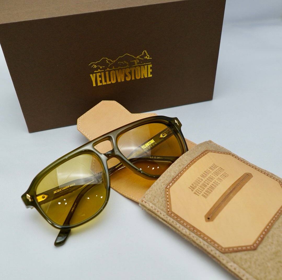 JACQUES MARIE MAGEx YELLOWSTONEFOREVER ?
本日より販売開始です！

フレーム: COUGAR(LEONARD)
カラー: GREEN MOSS
世界限定本数: 350本

クーガー・クリーク・パックの名にちなんで名付けられたこのアイウェアは、かつてイエローストーンの荒涼とした北西部、グレイリング・クリークの流域に領土を広げていたクーガー・クリーク・パックにちなんで名付けられました。
バランスの取れた大胆なデザインが特徴の、洗練された80年代を彷彿とさせるナビゲーターシェイプ。
テンプルの内側にはシルバーの「YS」メダリオンが施されています。

●当店1本のみの入荷となります。
お探しのお客様はお早めに。ご来店お待ちしております。
※当店はご予約等なくご来店頂けます。

●ジャック・マリー・マージュの国立公園と野生動物の保護活動

ジャック・マリー・マージュは、イエローストーン国立公園の正式パートナーである“Yellowstone Forever”、そして“Living With Wolves”という2つの非営利組織とパートナーシップを結んでおり、総売り上げの1パーセントを、アメリカ国立公園と野生動物の保護のため資金として提供している。?ロッキー山脈エリアのオオカミの生息数はかつての15％程度に留まり、国立公園は国内外からの許容範囲を超える数の観光客の訪問により、環境破壊の脅威に晒されている。?声を上げ、資金を提供することが、西部開拓地とその守護者であるオオカミを守るための一助となることを強く願い、この活動を続けている。

?shop data?
::: ボズュー麻布 :::
最寄り駅 麻布十番駅
5b出口から徒歩約1分
住所 106-0045
東京都港区麻布十番1-10-12須田ビル1F
?03-6230-9983
azabu@beauxyeux.jp

JACQUES MARIE MAGEx YELLOWSTONEFOREVER VI
Available from today!

Frame: COUGAR (LEONARD)
Color: GREEN MOSS
Limited Edition: 350

Named after the Cougar Creek Pack, these glasses once dominated Yellowstone's desolate northwestern reaches, along the Grayling Creek watershed.
These glasses feature a sleek, '80s-inspired navigator shape with a balanced and bold design.
A silver "YS" medallion adorns the inside of the temples.

This is the only pair available in our store.
Hurry, we're looking forward to seeing you!
*No reservations are required to visit our store.

?Shop Information?
::: Beauxyeux Azabu :::
Nearest Station: Azabu-Juban Station
Approximately 1-minute walk from Exit 5b
Address: 1F Suda Building, 1-10-12 Azabu-Juban, Minato-ku, Tokyo 106-0045
?03-6230-9983
azabu@beauxyeux.jp



#ホ?ス?ュー麻布
@beauxyeux_jiyugaoka
@jacquesmariemage