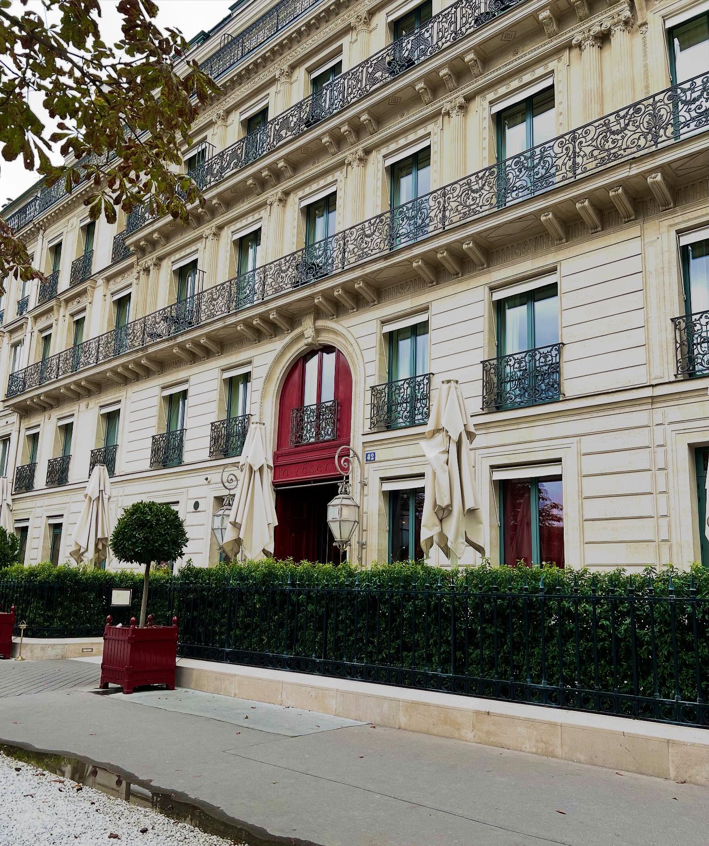 フランスのパリ市内で開催のジャックマリーマージュの展示会へ行ってきました。
展示会場は昨年と同様にパリ市内の5つ星のホテルにて開催されました。

展示会場のホテルの雰囲気はジャックマリーマージュのイメージに合う場所でラグジュアリーな空間にて開催されました。

待合室で創設者のジェロームさんともお会いできました！

ラインナップはとても良いコレクションでしたが商品の画像などはJMMの意向により載せられないため、商品は入荷いたしましたらインスタにてご紹介をいたします！

?shop information?
店名　ボズュー自由ヶ丘
最寄り駅 自由か?丘
正面口出口から歩いて約５分て?す。
住所 152-0035
東京都目黒区自由か?丘1-16-13ヒルス?自由か?丘1F
?03-5731-6612
info@beauxyeux.jp

? shop information?
SHOP beauxyeux Jiyugaoka
ZIPCODE 152-0035
1F Hills Jiyugaoka 1-16-13
Jiyugaoka Meguro-ku Tokyo JAPAN
?+81-35731-6612
info@beauxyeux.jp

#franceparis 

@jacquesmariemage
@beauxyeux_jiyugaoka 
@beauxyeux_azabu