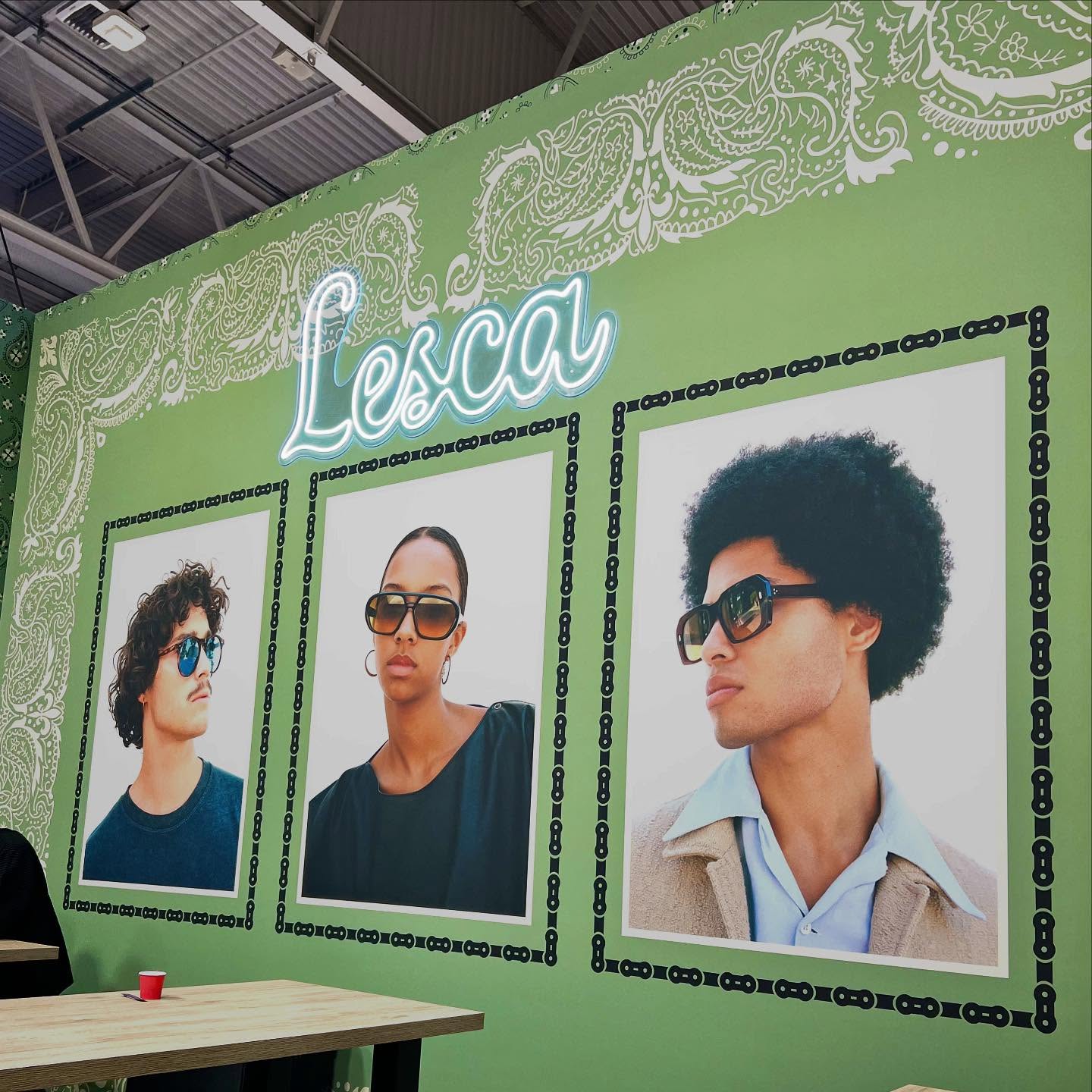 フランスパリにて開催されていますsilmo展の様子をお伝えいたします。

展示会場内のレスカのブースにて、レスカコレクションの新型、アップサイクリングの新型発表されていました！
アップサイクリングの新型は2モデルでありどちらもフレンチヴィンテージらしいデザインでとても良かったです！
数量が限定の為オーダーをしてきました。

またPICAのブラックコレクションというこちらも数量が限定生産ブラックと張り合わせのアセテートカラーがとても綺麗でしたのでこちらもオーダーをしてきました。

また以前にアップサイクリングのモデル、MOSEとBUZZがレスカコレクションとして発表されていました。
こちらの2型ともに今後の定番モデルになりそうです。

商品は入荷次第またインスタにてご紹介させていただきます。

shop information?
店名　ボズュー自由ヶ丘
最寄り駅 自由が丘
正面口出口から歩いて約５分です。
住所 152-0035
東京都目黒区自由が丘1-16-13ヒルズ自由が丘1F
?03-5731-6612
info@beauxyeux.jp

? shop information?
SHOP beauxyeux Jiyugaoka
ZIPCODE 152-0035
1F Hills Jiyugaoka 1-16-13
Jiyugaoka Meguro-ku Tokyo JAPAN
?+81-35731-6612
info@beauxyeux.jp





@silmoparis 
@lescalunetier
@beauxyeux_jiyugaoka
@beauxyeux_azabu