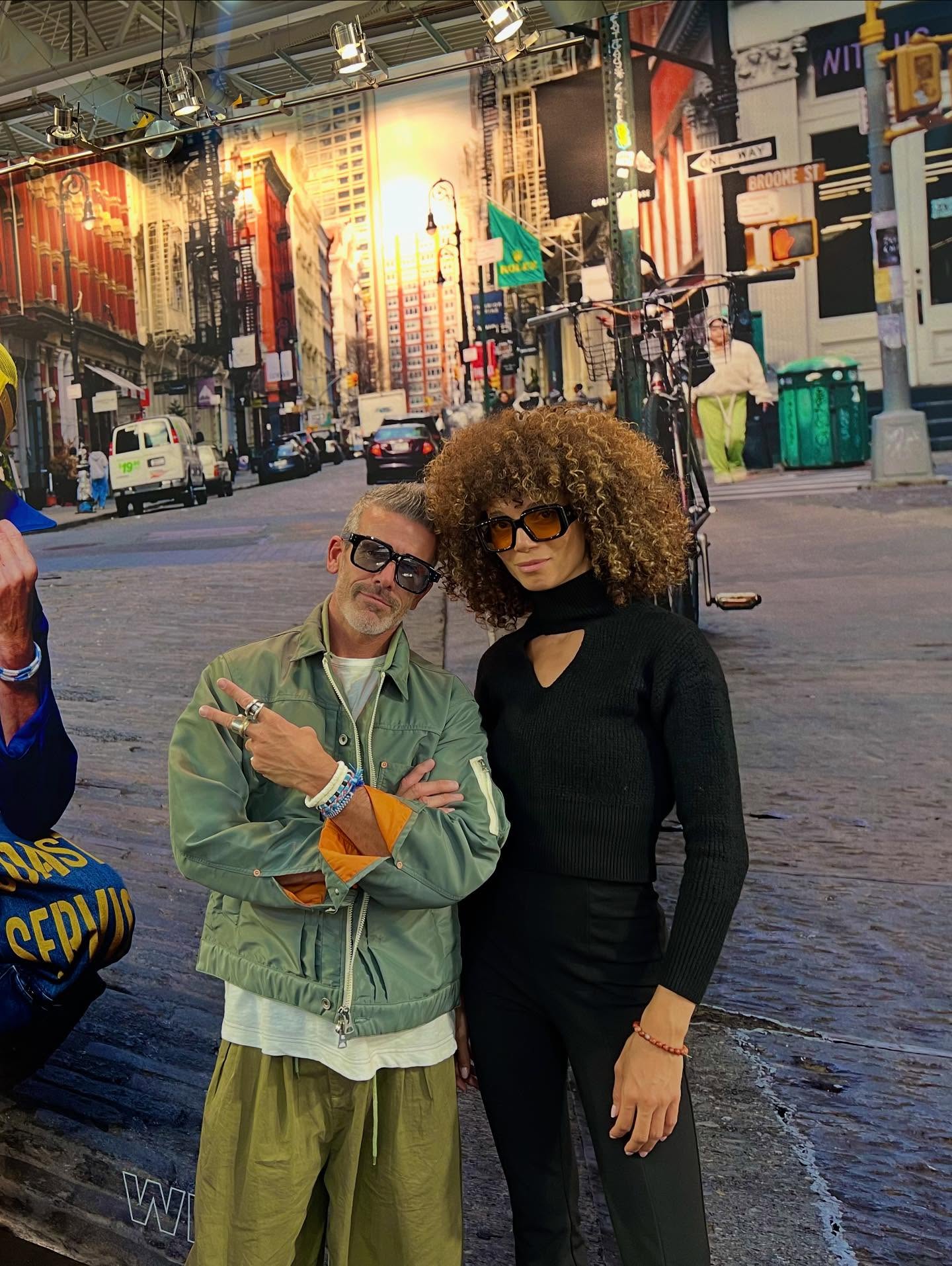 フランスパリにて開催されいますsilmo展にてjeanphlippejolyジャンフィリップジョリーの新作も見てきました。
今回はアセテートの新作、チタン製を使用した新型モデルなどが発表されていました！

現在店頭でもジャンフィリップジョリーはとても好評をいただいており、ブランドの知名度というよりも、デザイン、品質、カラーに込められた1本のフレームが作品のように感じられる他のブランドにはないデザイナーのジャンさんの人柄から感じられるパッションやエネルギーが眼鏡を楽しんで掛けることができる唯一無二のブランドだと思います。

今回は新型にDirectorのXLのサイズも発表されていました。

また今回はデザイナーのジャンさんとセルフィーを撮っていただきました！

新作など入荷いたしましたらまたインスタにてご紹介いたします！

?shop information?
店名　ボズュー自由ヶ丘
最寄り駅 自由が丘
正面口出口から歩いて約５分です。
住所 152-0035
東京都目黒区自由が丘1-16-13ヒルズ自由が丘1F
?03-5731-6612
info@beauxyeux.jp 

? shop information?
SHOP beauxyeux Jiyugaoka
ZIPCODE 152-0035
1F Hills Jiyugaoka 1-16-13
Jiyugaoka Meguro-ku Tokyo JAPAN
?+81-35731-6612
info@beauxyeux.jp






@silmoparis
@jeanphilippejolysunglasses 
@beauxyeux_jiyugaoka
@beauxyeux_azabu