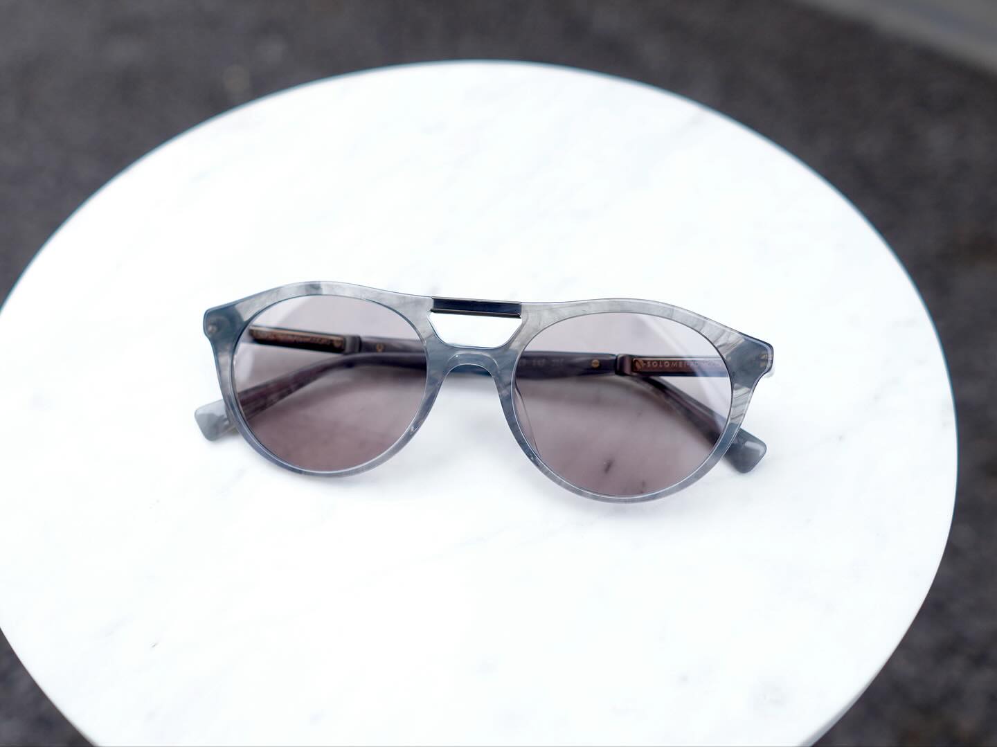 brand: BRUNELLO CUCINELLI
model :BC4020S
col:10104Q

本日はブルネロクチネリより新作が入荷してきました！

コンパクトなサイズ感のツーブリッジのサングラス。
レンズシェイプは、オーバルとボストンを掛け合わせたような顔馴染みの良い型。

柔らかくも上品なカシミヤグレーの生地もおすすめポイントです。

どんな服装にも合わせやすいサングラスです。
是非店頭にてお試しください。

商品に関するお問い合わせはDM、お電話、メールでも受付しておりますのでお気軽に問い合わせください。

?shop data?
最寄り駅 自由か?丘
正面口出口から歩いて約５分て?す。
住所 152-0035
東京都目黒区自由か?丘1-16-13ヒルス?自由か?丘1F
?03-5731-6612
info＠beauxyeux.jp

New items arrived from Brunello Cucinelli today! 

These compact, twin-bridge sunglasses have a lens shape that is a cross between oval and Boston lenses, making them easy to wear on any face. 

The soft yet elegant cashmere gray fabric is another great feature. 

These sunglasses will go well with any outfit. 
Be sure to try them out in store. 

If you have any product inquiries, please feel free to contact us via DM, phone, or email.

? shop information?
SHOP beauxyeux Jiyugaoka
ZIPCODE 152-0035
1F Hills Jiyugaoka 1-16-13
Jiyugaoka Meguro-ku Tokyo JAPAN
?+81-35731-6612
info@beauxyeux.jp

#自由か?丘 
#ホ?ス?ュー自由か?丘



@beauxyeux_azabu
@brunellocucinelli_brand