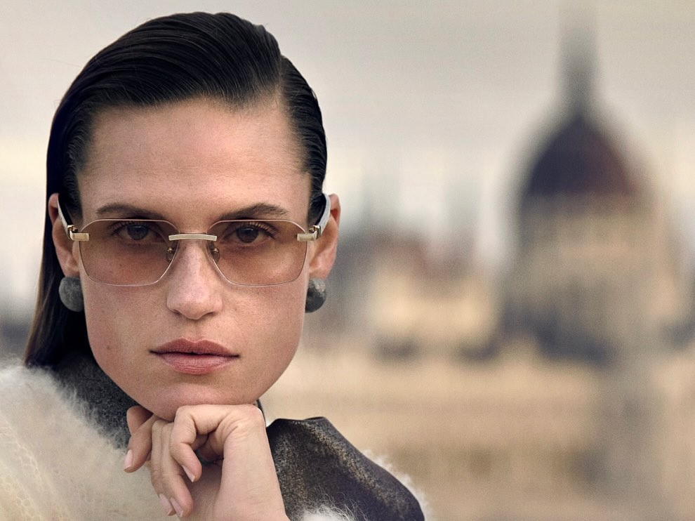 brand: BRUNELLO CUCINELLI
model :BC1011T
col:5001

ブルネロクチネリよりリムレスの新作が入荷しました。
クラシックなデザインですが、良いバランスでトレンド感を残している秀逸なリムレス。
レンズシェイプもリムレスではあまり見かけない型。

色々なブランドからリムレスが出ていますが、大人に男性、女性に是非おすすめしたいアイウェアです。
とても上品です。

当店にてご覧ください。

商品に関するお問い合わせはDM、お電話、メールでも受付しておりますのでお気軽に問い合わせください。

?shop data?
最寄り駅 自由か?丘
正面口出口から歩いて約５分て?す。
住所 152-0035
東京都目黒区自由か?丘1-16-13ヒルス?自由か?丘1F
?03-5731-6612
info＠beauxyeux.jp

New rimless glasses have arrived from Brunello Cucinelli.
These excellent rimless glasses have a classic design, but are well-balanced and retain a trendy feel.
The lens shape is also unusual for rimless glasses.

While rimless glasses are available from a variety of brands, these are eyewear that we highly recommend for adults, both men and women.
They are very elegant.

Come take a look at them in our store.

If you have any questions about our products, please feel free to contact us via DM, phone, or email.

? shop information?
SHOP beauxyeux Jiyugaoka
ZIPCODE 152-0035
1F Hills Jiyugaoka 1-16-13
Jiyugaoka Meguro-ku Tokyo JAPAN
?+81-35731-6612
info@beauxyeux.jp

#自由か?丘 
#ホ?ス?ュー自由か?丘



@beauxyeux_azabu
@brunellocucinelli_brand