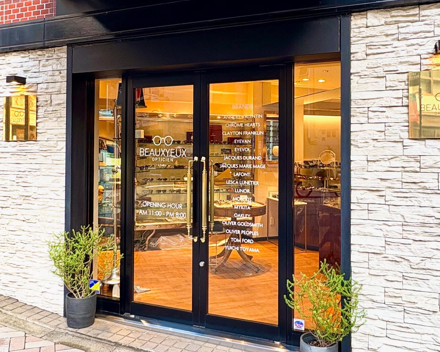 【ボズュー麻布6周年】
いつもボズュー麻布をご利用いただき、ありがとうございます。
本日、ボズュー麻布は6周年を迎えました。
これまで足を運んでくださったお客さま、日々支えてくださる関係者の皆さまに、心より感謝申し上げます。
これからも、皆さまの日々の装いにささやかな豊かさと心地よさを添えられるよう、丁寧に歩んでまいります。
今後とも変わらぬご愛顧のほど、どうぞよろしくお願いいたします。
@beauxyeux_jiyugaoka