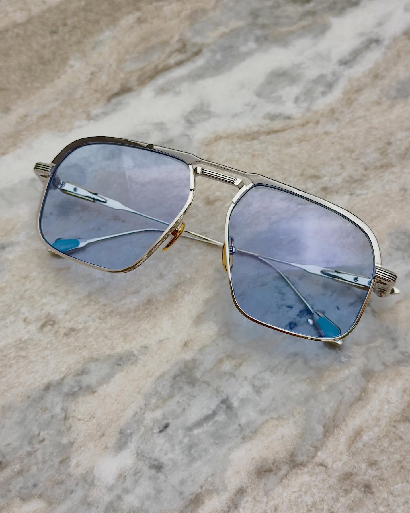 【ダブルブリッジをかけるということ - JMM
】

brand : Jacques Marie Mage

欧米では定番でありながら、日本ではまだかけこなしている人の少ないダブルブリッジ。
アジア人特有の骨格との相性や強い主張、そして日常的にかけ慣れていないこともあり、確かに難易度は高めのデザインかもしれません。

そこに Jacques Marie Mage ならではの圧倒的な存在感が加わることで、そのハードルはさらに上がります。
しかし一方で、このダブルブリッジを自分のものとしてかけこなせた瞬間、纏う人のパーソナリティや佇まいは、確かなスタイルとして成立します。

ミュージシャンや俳優、アーティストといった“ただ者ではない”存在が好んできた背景もあり、スタイルに強い個性と物語性を求める方には、これ以上ない選択肢と言えるでしょう。

当店で取り扱いのあるJacques Marie Mage のダブルブリッジモデルを、写真にてご紹介しております。
カラーバリエーションを含め、今後はモデルごとに焦点を当てたご紹介も予定しております。

ぜひ店頭で実際にお試しください。
そのモデルとお客様の個性が噛み合ったとき、想像を超える“化学反応”が生まれるかもしれません。

shop data 
::: ボズュー麻布 :::
最寄り駅 麻布十番駅
5b出口から徒歩約1分
住所 106-0045
東京都港区麻布十番1-10-12須田ビル 1F
03-6230-9983
azabu@beauxyeux.jp 

A staple in Western countries, yet still rarely mastered in Japan, the double-bridge frame remains a distinctive choice.
Differences in facial structure, its assertive design language, and a lack of everyday familiarity all contribute to its reputation as a challenging style.

When paired with the unmistakable presence of Jacques Marie Mage, that challenge is elevated even further.
Yet once the double bridge is truly worn as one’s own, it transforms the wearer’s personality and bearing into a clearly defined style.

Favored by musicians, actors, and artists—figures who are anything but ordinary—these frames resonate with those who seek strong individuality and a sense of narrative in their personal style.

We are pleased to present a selection of Jacques Marie Mage double-bridge models available at our store through photographs.
Including various color options, individual models will be highlighted in greater detail in future features.

We invite you to experience them in person.
When the right model aligns with your individuality, an unexpected and powerful chemical reaction may occur.

Shop Information 
::: Beauxyeux Azabu :::
Nearest Station: Azabu-Juban Station
Approximately 1-minute walk from Exit 5b
Address: 1F Suda Building, 1-10-12 Azabu-Juban, Minato-ku, Tokyo 106-0045
03-6230-9983
azabu@beauxyeux.jp

@beauxyeux_jiyugaoka