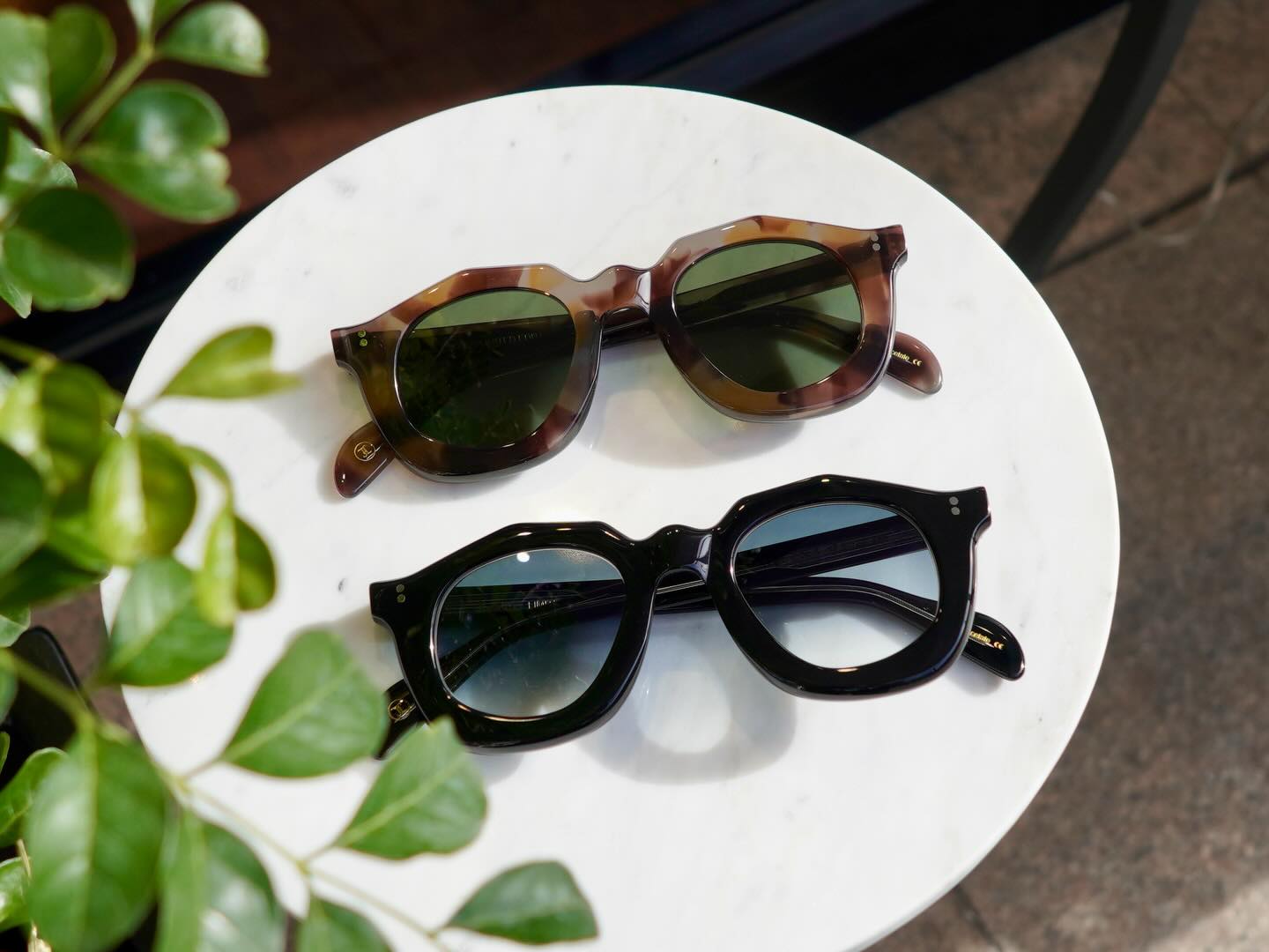 brand: Lesca LUNETIER
mod:SINE
col:5,LTD17-A

Lesca LUNETIERより人気シリーズ『Upcycling Acetate(アップサイクリングアセテート)』より新作が入荷しました！

ザ フレンチな独特な形状のフレーム。
少し垂れたレンズシェイプも特徴的。

ヴィンテージならではの美しい生地色、艶感がたまりません。

フレンチヴィンテージがお好きな方はビビッとくるのではないでしょうか。

是非店頭にてお試しください。

商品に関するお問い合わせはDM、お電話、メールでも受付しておりますのでお気軽に問い合わせください。

︎shop data︎
最寄り駅 自由が丘
正面口出口から歩いて約５分です。
住所 152-0035
東京都目黒区自由が丘1-16-13ヒルズ自由が丘1F
︎03-5731-6612
info＠beauxyeux.jp

New items have arrived from Lesca LUNETIER's popular "Upcycling Acetate" series!

These frames feature a unique French shape.

The slightly drooping lens shape is also distinctive.

The beautiful fabric color and luster that are unique to vintage glasses are irresistible.

If you're a fan of French vintage, these are sure to appeal to you.

Please come and try them out in store.

If you have any product inquiries, please feel free to contact us via DM, phone, or email.

︎ shop information︎
SHOP beauxyeux Jiyugaoka
ZIPCODE 152-0035
1F Hills Jiyugaoka 1-16-13
Jiyugaoka Meguro-ku Tokyo JAPAN
︎+81-35731-6612
info@beauxyeux.jp

#自由が丘 
#ボズュー自由が丘



@beauxyeux_azabu
@lescalunetier
@globespecs_1998