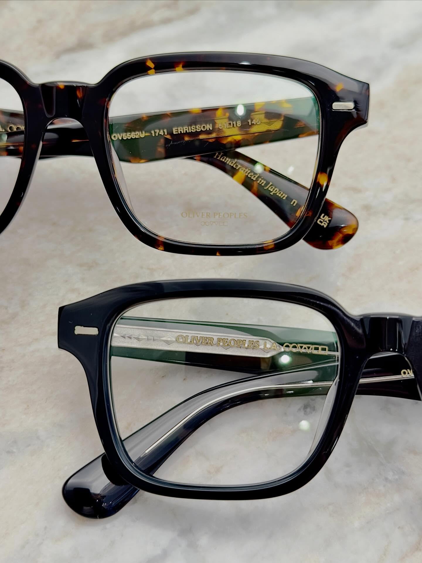 【肩の力を抜いたエレガンス】

brand : OLIVER PEOPLES
mod : ERRISSON
col : 1731, 1741 

OLIVER PEOPLES といえば、
ロサンゼルスを拠点に、ハリウッドの俳優たちに愛されてきたブランド。

クラシックとモダンの共存。
気候的な解放感から生まれる自然体なムード。
その結果生まれる、リラックスしたラグジュアリーと色気。
そんな世界観を体現するブランドです。

今回ご紹介する ERRISSON は、
そのイメージを象徴するような一本。

スクエア寄りのウェリントンシェイプ。
直線的なラインをベースにしながら、ほんのりとした丸みを帯びた表情。
モダンでありながら、どこかヴィンテージの香りも感じさせる、絶妙なバランスです。

ブリティッシュ然とした佇まいもあり、テーラードスタイルとの相性は抜群。
リラックスしたスーツに合わせることで、程よい緊張感が生まれます。

もちろんカジュアルな装いにも自然に溶け込み、ストイックになり過ぎない抜け感も持ち合わせています。

モダンとヴィンテージが美しく融合した
OLIVER PEOPLES。
そして、ロサンゼルスという土地柄から生まれるこの絶妙なシェイプを、ぜひ店頭でご体感ください。

皆さまのご来店をお待ちしております。

shop data 
::: ボズュー麻布 :::
最寄り駅 麻布十番駅
5b出口から徒歩約1分
住所 106-0045
東京都港区麻布十番1-10-12須田ビル 1F
03-6230-9983
azabu@beauxyeux.jp 

When it comes to OLIVER PEOPLES,
it is a brand rooted in Los Angeles, USA,
and long beloved by Hollywood actors.

A coexistence of classic and modern.
A natural, effortless mood born from the freedom of the climate.
From this emerges a sense of relaxed luxury and subtle sensuality.
OLIVER PEOPLES can be said to embody this very worldview.

The ERRISSON we introduce today is a piece that perfectly symbolizes this aesthetic.

A Wellington shape leaning toward a square silhouette.
Built on clean, straight lines, yet softened by a gentle roundness.
It achieves an exquisite balance—modern, yet carrying a hint of vintage character.

With a subtly British presence, it pairs exceptionally well with tailored styles.
Worn with a relaxed suit, it creates just the right amount of tension and refinement.

Of course, it also blends effortlessly into casual looks,
offering an ease that never feels overly rigid or severe.

A beautiful fusion of modern and vintage—OLIVER PEOPLES.
We invite you to experience this refined shape, born from the spirit of Los Angeles, in person at our store.

We look forward to welcoming you.

Shop Information 
::: Beauxyeux Azabu :::
Nearest Station: Azabu-Juban Station
Approximately 1-minute walk from Exit 5b
Address: 1F Suda Building, 1-10-12 Azabu-Juban, Minato-ku, Tokyo 106-0045
03-6230-9983
azabu@beauxyeux.jp

@beauxyeux_jiyugaoka