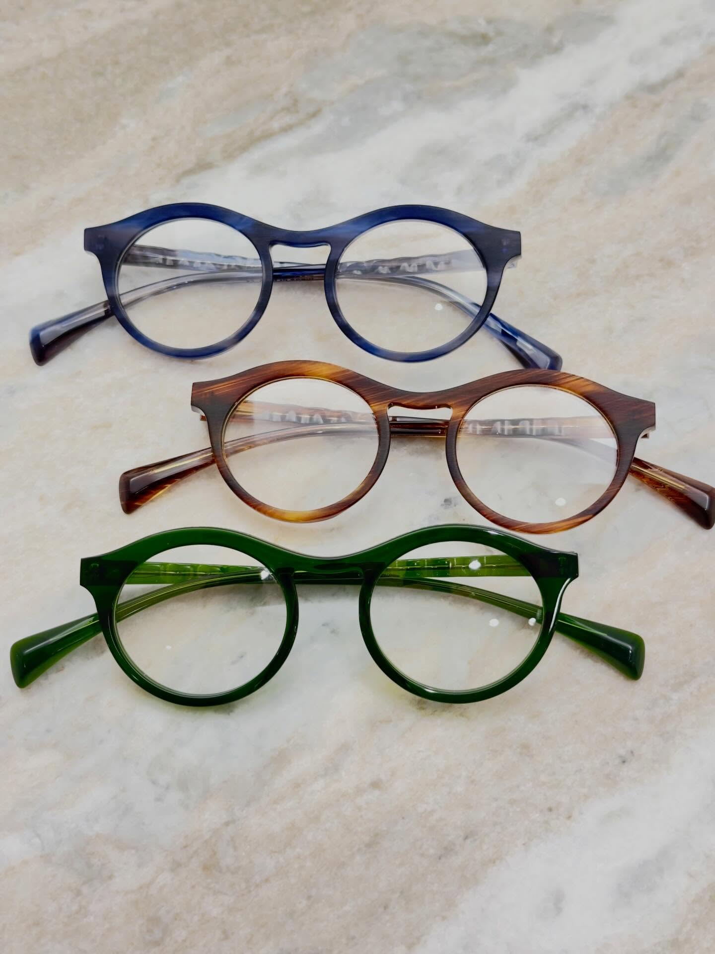 【Jacques Durand. トランクショー 残り2日】
model : DT MALACCA 335
DT BOSPHORE L 333
DT MACKINAC 360
DT LA PEROUSE 336
自由が丘店に引き続き、
麻布店でもご好評をいただいております Jacques Durand. トランクショー。
会期も残り2日。
モデル・カラーともに、
これだけのラインナップをご覧いただける機会は貴重です。
本日は、特徴的なブリッジの「DT」シリーズ掲載。
ぜひ店頭でお試しください。
shop data
!!:ボズュー麻布 :!!
最寄り駅 麻布十番駅
5b出口から徒歩約1分
住所 106-0045
東京都港区麻布十番1-10-12田ビル 1F
03-6230-9983
azabu@beauxyeux.jp
Following the success at our Jiyugaoka store, the Jacques Durand. Trunk Show continues to receive an enthusiastic response at our Azabu store.
With only two days remaining,
this is a rare opportunity to see such an extensive lineup of models and colors in one place.
Today, we are featuring models with distinctive bridge designs.
We invite you to visit the store and try them on in person.
Shop Information
:: Beauxyeux Azabu :::
Nearest Station: Azabu-Juban Station
Approximately 1-minute walk from Exit 5b
Address: 1F Suda Building, 1-10-12 Azabu-Juban,
Minato-ku, Tokyo 106-0045
03-6230-9983
azabu@beauxyeux.jp
@beauxyeux_jiyugaoka