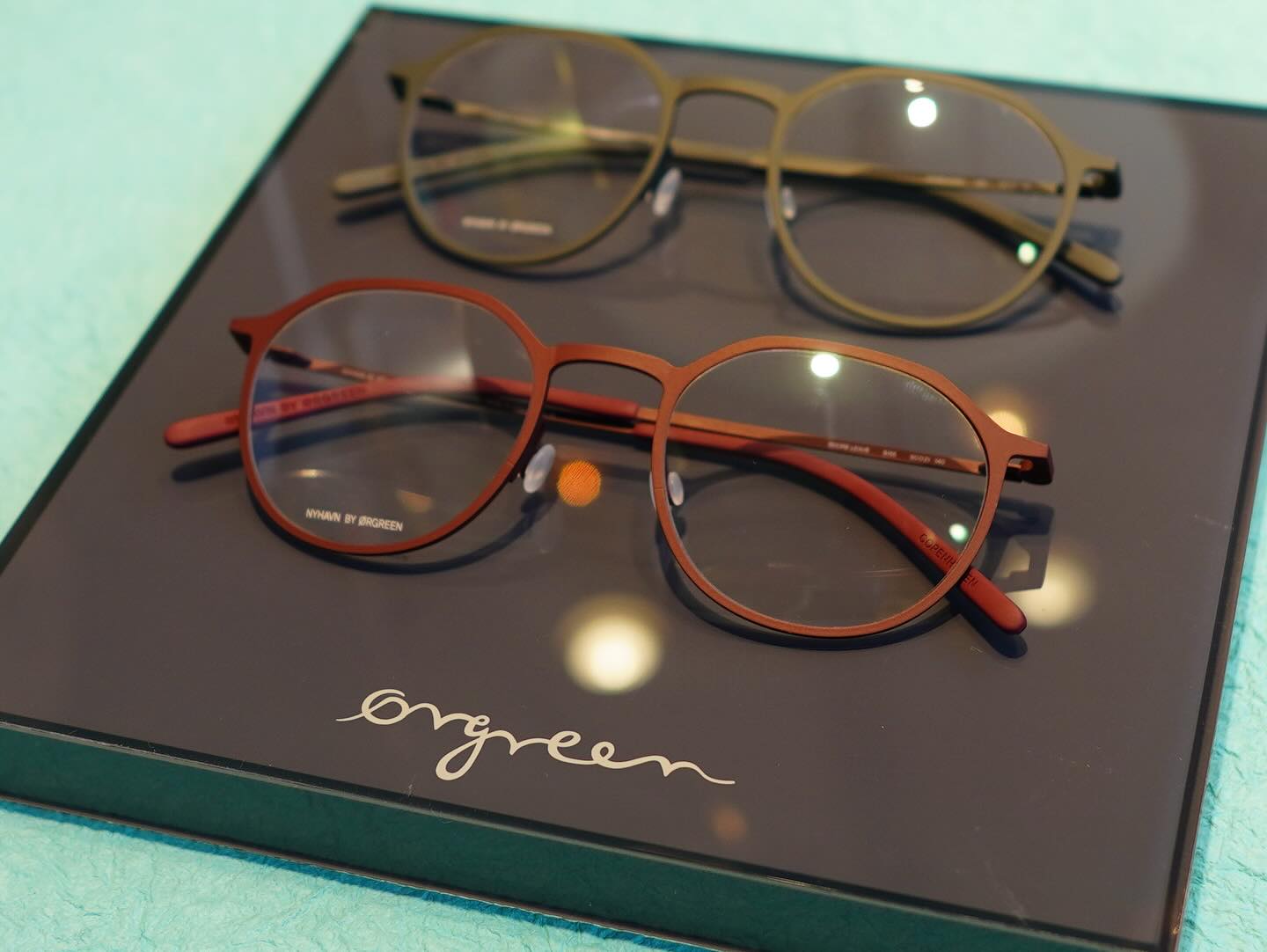 brand: NYHAVN BY ORGREEN
mod: SHORE LEAVE
col:S151,S155
ORGREENより新作「NYHAVN」が入荷しました。
「NYHAVN」 は、10種類のステンレススチール製のデザインとなっています。
新開発のフレックスヒンジはほとんど目立たないながらも、フレームが広がりすぎるのを防ぎつつ、長時間掛けていても快適です。
フロントからテンプルエンドまで、各デザインが単一の色彩で統一されています。
シリコンと塗装がシームレスに融合することで、顔の上で力強く、かつニュアンス豊かな色調を放ちます。
ORGREENの新作、かなり良いです。
皆様に掛けていただきたいと思っておりますので、是非お試しください!
商品に関するお問い合わせはDM、お電話、メールでも受付しておりますのでお気軽に問い合わせください。
shop data
最寄り駅 自由が丘
正面口出口から歩いて約5分です。
住所 152-0035
東京都目黒区自由が丘1-16-13ヒルズ自由が丘1F
03-5731-6612
info@beauxyeux.jp
ORGREEN's new "NYHAVN" glasses are now in stock.
"NYHAVN" comes in 10 different stainless steel designs.
The newly developed flex hinge is barely noticeable, preventing the frames from widening too much, ensuring comfort even when worn for long periods of time.
Each design is unified in a single color from the front to the temple ends.
The seamless blend of silicone and paint creates a powerful yet nuanced hue on the face.
ORGREEN's new products are really great.
We hope everyone will try them out, so please come and try them out!
For product inquiries, please feel free to contact us via DM, phone, or email.
shop information
SHOP beauxyeux Jiyugaoka
ZIPCODE 152-0035
1F Hills Jiyugaoka 1-16-13
Jiyugaoka Meguro-ku Tokyo JAPAN
+81-35731-6612
info@beauxyeux.jp
#ボズュー自由が丘
tokyo
opticalstore
opticien
@beauxyeux_azabu
@orgreenoptics