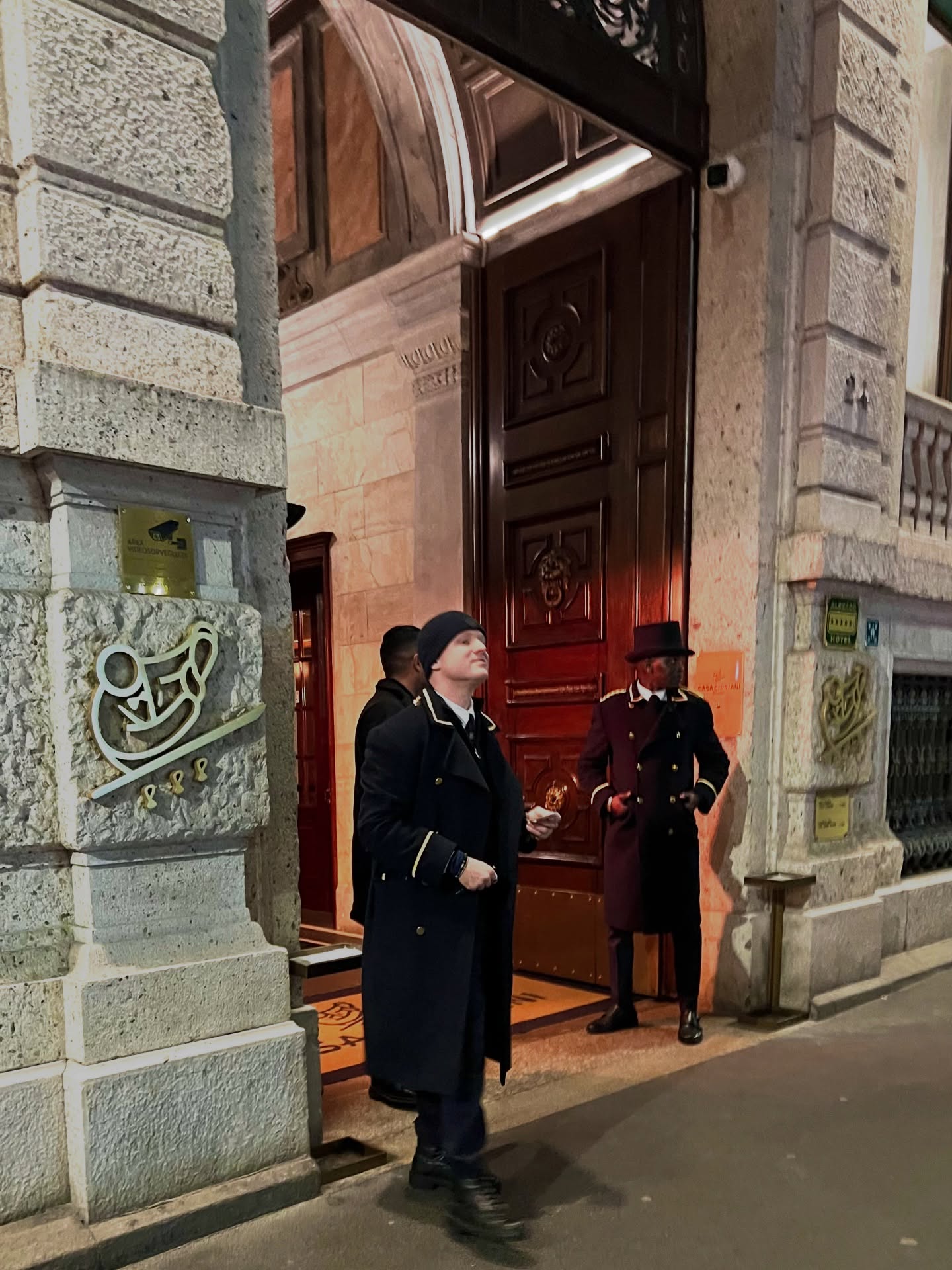 イタリアのミラノにて開催されました、ジャックマリーマージュの展示会へ行ってきました。

展示会場はミラノ市内の5つ星のホテルCasa Cipriani Milanoにて開催されました。

ホテル内のカフェにてジェロームさんともお会いできました。

ブランドの意向により、商品などはSNSへは載せることができないため、商品は入荷いたさましたらインスタの投稿にてお伝えさせていただきます！

ホテルの外にはLamborghini Urusランボルギーニ.ウルスがありカッコ良かったです。

今回はジャックマリーマージュジャパンの方とオススメのイタリアンにて会食をさせていだき色々とお話しをさせていただき有意義な時間を過ごせました。

商品入荷はまだ先になりますが楽しみにお待ちいただけると幸いです！

︎shop information︎
店名　ボズュー自由ヶ丘
最寄り駅 自由が丘
正面口出口から歩いて約５分です。
住所 152-0035
東京都目黒区自由が丘1-16-13ヒルズ自由が丘1F
03-5731-6612
info@beauxyeux.jp

︎ shop information︎
SHOP beauxyeux Jiyugaoka
ZIPCODE 152-0035
1F Hills Jiyugaoka 1-16-13
Jiyugaoka Meguro-ku Tokyo JAPAN
+81-35731-6612
info@beauxyeux.jp


@beauxyeux_jiyugaoka 
@beauxyeux_azabu