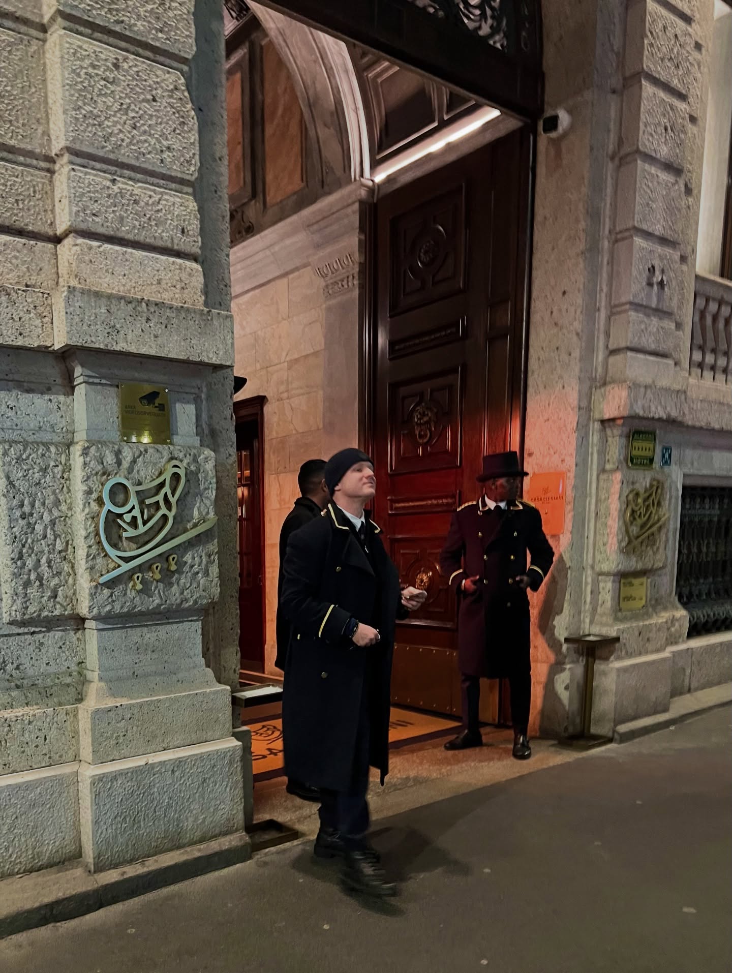 イタリアのミラノにて開催されました、ジャックマリーマージュの展示会へ行ってきました。

展示会場はミラノ市内の5つ星のホテルCasa Cipriani Milanoにて開催されました。

ホテル内のカフェにてジェロームさんともお会いできました。

ブランドの意向により、商品などはSNSへは載せることができないため、商品は入荷いたさましたらインスタの投稿にてお伝えさせていただきます！

ホテルの外にはLamborghini Urusランボルギーニ.ウルスがありカッコ良かったです。

今回はジャックマリーマージュジャパンの方とオススメのイタリアンにて会食をさせていだき色々とお話しをさせていただき有意義な時間を過ごせました。

商品入荷はまだ先になりますが楽しみにお待ちいただけると幸いです！

︎shop information︎
店名　ボズュー自由ヶ丘
最寄り駅 自由が丘
正面口出口から歩いて約５分です。
住所 152-0035
東京都目黒区自由が丘1-16-13ヒルズ自由が丘1F
03-5731-6612
info@beauxyeux.jp

︎ shop information︎
SHOP beauxyeux Jiyugaoka
ZIPCODE 152-0035
1F Hills Jiyugaoka 1-16-13
Jiyugaoka Meguro-ku Tokyo JAPAN
+81-35731-6612
info@beauxyeux.jp


@beauxyeux_jiyugaoka 
@beauxyeux_azabu