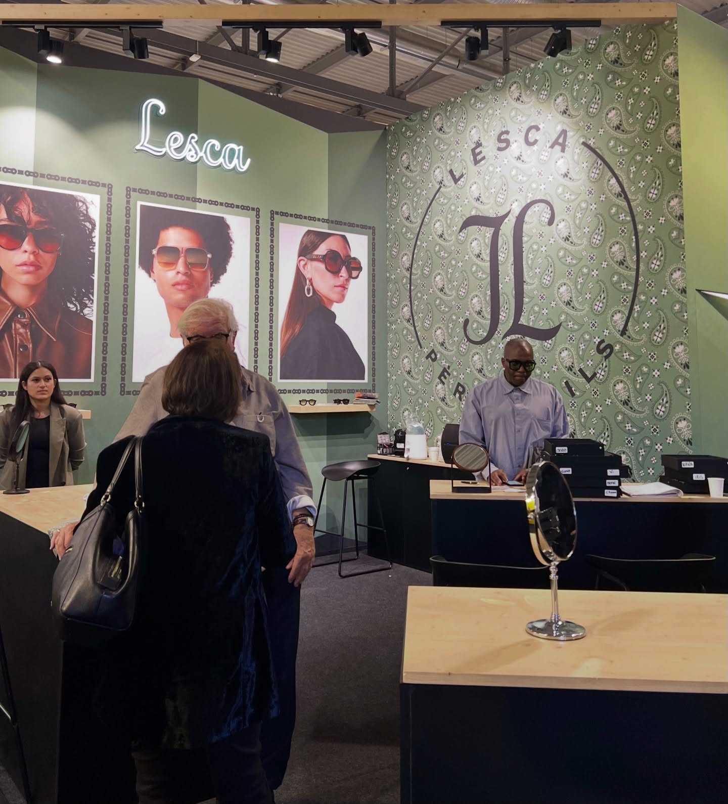 ミラノにて開催されていましたmido展の様子をお伝えします！
展示会場内のレスカのブースにて、レスカコレクションの新型、新色、アップサイクリングの新色が発表されていました！

今回はジョエルさんにオススメされたメタルサーモントフレーム。アップサイクリングのCROWNPANTO XLサイズの追加カラーに良いカラーがありオーダーしました。

新型にはグローブさんが探されたレスカヴィンテージからインスパイアされたモデル2型もとてもデザインのサイズが良かったのでこちらもオーダーしました。

新色もクリア系のカラーが目を引きました。

今回もレスカの新型、新色はとても良いコレクションでした。

商品は入荷次第またインスタにてご紹介させていただきます。

︎shop information︎
店名　ボズュー自由ヶ丘
最寄り駅 自由が丘
正面口出口から歩いて約５分です。
住所 152-0035
東京都目黒区自由が丘1-16-13ヒルズ自由が丘1F
︎03-5731-6612
info@beauxyeux.jp



@mido_exhibition 
@lescalunetier
@beauxyeux_jiyugaoka
@beauxyeux_azabu