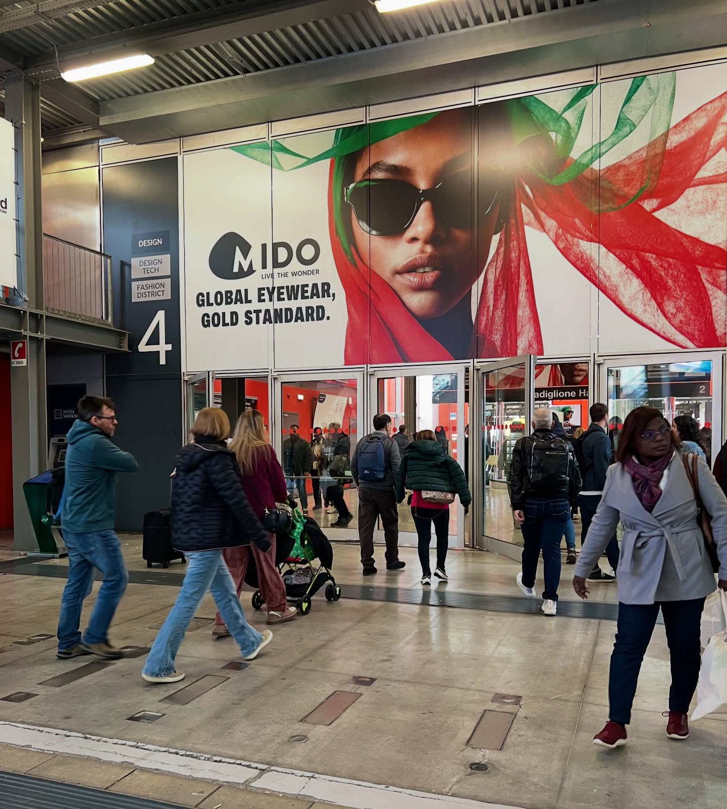 ミラノにて開催しれましたmido展の様子をご紹介いたします！

ミラノ市内フィエラ・ミラノ（Fiera Milano, Rho）にて開催されました。

MIDO展は大規模に展開される世界有数の国際アイウェア展示会になり、メガネフレーム、サングラスメーカー、レンズメーカー、光学機器メーカーなど多数の企業が出展しています。
出展社数　約1.000社
来場者数　約35.000人

会場内には現在マルコリン社のブランドのアイシーベルリンの30周年のブースもありました。
歴史をたどる展示がステンレスにて飾られていました。
創業者のラルフさんも会場には来られていたと聞きました。

またニデックのブースでは新しい検眼機のOpen-field Refraction System PHANTOMが展示されており、実機があり、話題になっていました。
フォロプターを使用しない新しい検眼機が注目されていました。

会場内ではacademyというハウスブランドが多数出展している場所があり、世界各国のバイヤーの方でとても賑わっていました。

また今回のmido展では色々なブランドにで商品を見せていただき今後の店舗のセレクトに繋げて皆様にご紹介をさせていただきます！

︎shop information︎
店名　ボズュー自由ヶ丘
最寄り駅 自由が丘
正面口出口から歩いて約５分です。
住所 152-0035
東京都目黒区自由が丘1-16-13ヒルズ自由が丘1F
︎03-5731-6612
info@beauxyeux.jp 

︎ shop information︎
SHOP beauxyeux Jiyugaoka
ZIPCODE 152-0035
1F Hills Jiyugaoka 1-16-13
Jiyugaoka Meguro-ku Tokyo JAPAN
︎+81-35731-6612
info@beauxyeux.jp



@mido_exhibition 
@beauxyeux_jiyugaoka
@beauxyeux_azabu