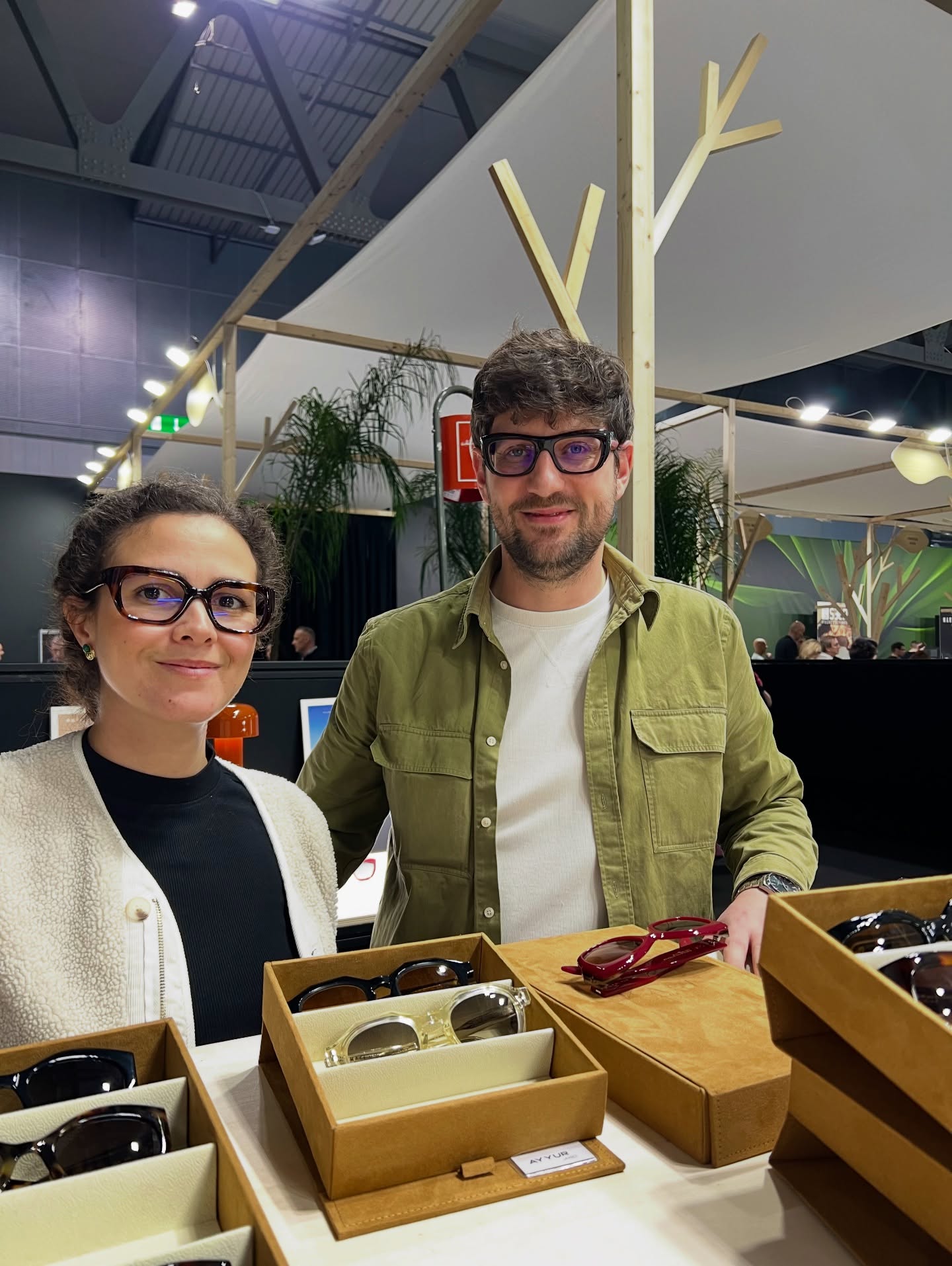 mido展ではkaciのブースにも寄らせていただきました。
今回は新作の中からセレクトをしてきました。
フランス製のアセテートは磨きも綺麗で品質も高い仕上がりで手に持ったら感触も良かったです。

また今後の新作のプロトタイプを見せていただきこれからが楽しみなブランドになると思います。

kaciとbeauxyeuxもコラボさせていただいたりyannisとkalilaの人柄もプロダクトに生かされていると思います。

商品は入荷しましたら投稿にてご紹介いたします！

︎shop information︎
店名　ボズュー自由ヶ丘
最寄り駅 自由が丘
正面口出口から歩いて約５分です。
住所 152-0035
東京都目黒区自由が丘1-16-13ヒルズ自由が丘1F
03-5731-6612
info@beauxyeux.jp

自由が丘
眼鏡店 

@mido
@kaci_paris_ 
@beauxyeux_jiyugaoka
@beauxyeux_azabu