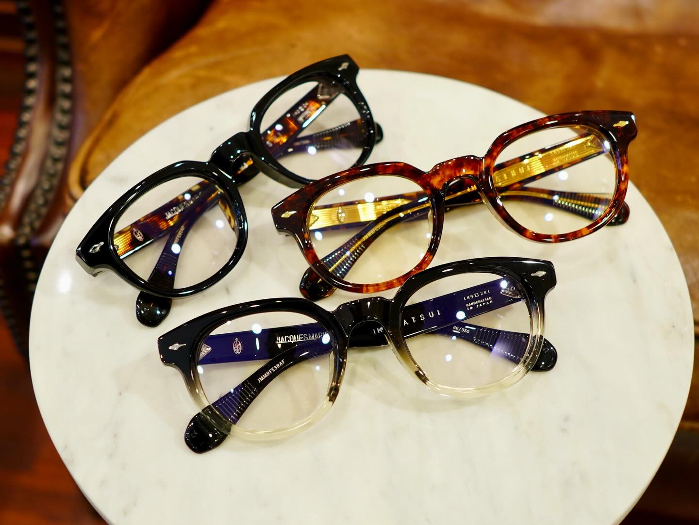 brand:JACQUES MARIE MAGE
model: MATSU
col:Black Fade,Noir,Argyle

JACQUES MARIE MAGEよりアジア限定の新作の"MATSU"が本日入荷しました！

ボストンウェリントンシェイプで掛けやすく、かなり良いモデルです。
顔馴染みの良いサイズ感も嬉しいポイントです！

テンプルの外側部分に芯金が見えないタイプもございますので、お仕事等での使用もオススメです！

商品に関するお問い合わせはDM、お電話、メールでも受付しておりますのでお気軽に問い合わせください。
※当店はご予約は必要なくどなた様もご来店頂けます。

︎shop data︎
最寄り駅 自由が丘
正面口出口から歩いて約５分です。
住所 152-0035
東京都目黒区自由が丘1-16-13ヒルズ自由が丘1F
︎03-5731-6612
info＠beauxyeux.jp

The new Asia-exclusive "MATSU" from JACQUES MARIE MAGE arrived in stock today!

The Boston-Wellington shape makes it easy to wear and is a great model.

The size fits comfortably on every face, which is a plus!

We also have a version where the core metal is not visible on the outside of the temples, making them perfect for work use!

For product inquiries, please feel free to contact us via DM, phone, or email.
*Anyone can visit our store without making a reservation.

︎ shop information︎
SHOP beauxyeux Jiyugaoka
ZIPCODE 152-0035
1F Hills Jiyugaoka 1-16-13
Jiyugaoka Meguro-ku Tokyo JAPAN
︎+81-35731-6612
info@beauxyeux.jp



#自由が丘 
眼鏡店
ボズュー自由が丘
tokyo 
opticalstore 
opticien 
@beauxyeux_azabu
@jacquesmariemage