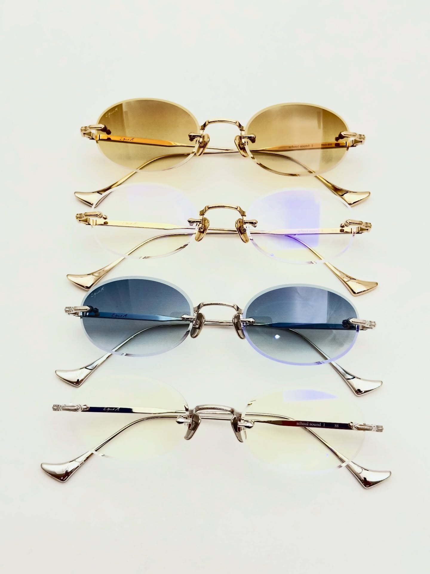 【Eque.M - リムレス】
brand : Eque.M
model : school sound Ⅰ, school sound Ⅱ, Rythm Ⅰ, Rythm Ⅱ
昨今、海外・日本を問わず、著名人をはじめ愛用者が増えているリムレスフレーム。
以前入荷時に完売したモデルと、新入荷モデルが店頭に揃いました。
流行っているからこそ、あえて選ぶ。
そんな選択が、自分のスタイルになったときの高揚感は格別です。
Eque.M のデザインは、良い意味でアジアブランドらしさを感じさせない、洗練された佇まい。
縁のないミニマルなラインが顔まわりに軽やかな抜け感を生み、
リムレスならではの軽量設計によって、長時間でもストレスのない快適なかけ心地です。
リムレスが気になっている方はもちろん、
人と差のつく一本をお探しの方にもおすすめです。
ぜひ店頭にてお試しください。
shop data
::: ボズュー麻布 :::
最寄り駅 麻布十番駅
5b出口から徒歩約1分
住所 106-0045
東京都港区麻布十番1-10-12須田ビル 1F
03-6230-9983
azabu@beauxyeux.jp
Rimless frames have recently been gaining attention both in Japan and abroad, embraced by creatives and style icons alike.
Previously sold-out models have returned, along with new arrivals now available in store.
Precisely because they’re trending, choosing them feels intentional.
And when they truly become part of your style, the satisfaction is unmatched.
The design of Eque.M carries a refined presence that, in a good way, doesn’t feel typically “Asian.”
The minimalist rimless lines create a light, effortless impression around the face,
while the lightweight construction ensures exceptional comfort, even after long hours of wear.
Perfect not only for those curious about rimless frames,
but also for anyone looking for a pair that subtly stands apart.
We invite you to try them on in store.
Shop Information
::: Beauxyeux Azabu :::
Nearest Station: Azabu-Juban Station
Approximately 1-minute walk from Exit 5b
Address: 1F Suda Building, 1-10-12 Azabu-Juban, Minato-ku, Tokyo 106-0045
03-6230-9983
azabu@beauxyeux.jp
@beauxyeux_jiyugaoka