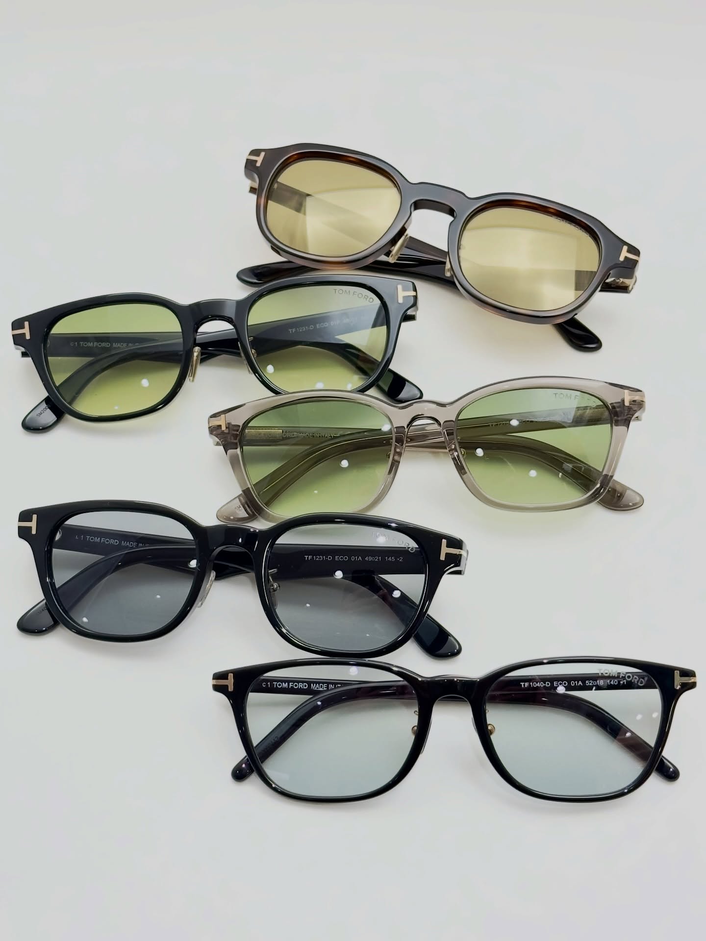 【TOM FORD - Sunglasses Collection】

本日は、店頭に新たに加わったモデルを含め、
TOM FORDのサングラスをご紹介いたします。

ゴツゴツとした無骨さや過度な重厚感ではなく、
シャープで洗練された、スタイリッシュなシェイプが中心のラインナップ。

一見似ているようでいて、実際に掛け比べてみると、
モデルごとに異なる絶妙なバランスやニュアンスを感じていただけます。

5枚目掲載の2モデルを除き、その他のモデルには純正のノーズパッドを採用。
薄くシリコンで覆われているため、ズレにくく、快適な掛け心地も魅力です。

レンズをクリアにカスタムすれば、
よりミニマルでクールな表情もお楽しみいただけます。

このほかにも多数取り揃えておりますので、
ぜひ店頭にてお試しください。

shop data 
::: ボズュー麻布 :::
最寄り駅 麻布十番駅
5b出口から徒歩約1分
住所 106-0045
東京都港区麻布十番1-10-12須田ビル 1F
03-6230-9983
azabu@beauxyeux.jp 

Today, we’re introducing a selection of TOM FORD sunglasses, including several new arrivals, featured here in photos.

Rather than bold or overly heavy designs,
this lineup focuses on sharp, refined, and effortlessly stylish silhouettes.

At first glance the shapes may seem similar,
but when you try them on, you’ll notice the subtle differences and unique balance each model offers.

With the exception of the two models shown in the fifth image,
all styles come with original nose pads wrapped in soft silicone, providing a secure fit and comfortable wear.

Switching to clear lenses is also recommended,
allowing you to enjoy a more minimal and cool impression.

We carry many other models as well.
We invite you to visit us in store and find the perfect pair.

Shop Information 
::: Beauxyeux Azabu :::
Nearest Station: Azabu-Juban Station
Approximately 1-minute walk from Exit 5b
Address: 1F Suda Building, 1-10-12 Azabu-Juban, Minato-ku, Tokyo 106-0045
03-6230-9983
azabu@beauxyeux.jp

@beauxyeux_jiyugaoka