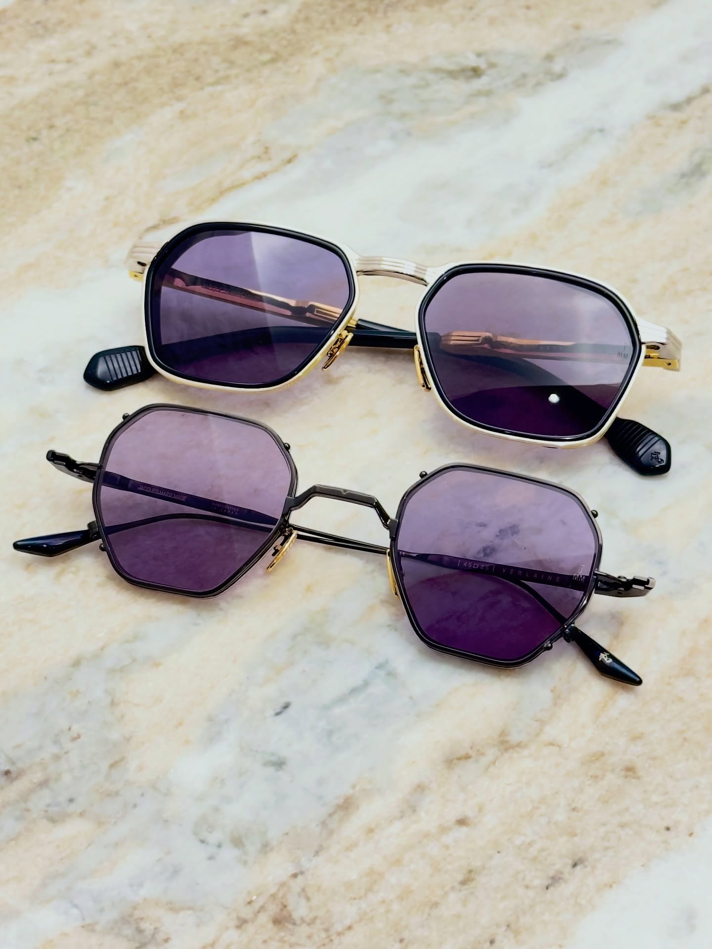 【BECKETT / VERLAINE】

brand : Jacques Marie Mage
model(color) : BECKETT(Silver), VERLAINE(Corbeau)

Jacques Marie Mageの新作より、彫刻作品のようなメタルフレームモデルをご紹介いたします。

20世紀文学を代表する劇作家であり小説家、
1969年にノーベル文学賞を受賞した
Samuel Beckett にインスピレーションを受けた「BECKETT」。

多角形のシェイプにアセテートのインサートリム、彫刻的なベータチタン構造。
スタイルアイコンとしても語られるベケットの、ミニマルで禁欲的な美学を思わせる一本です。

19世紀フランスを代表する象徴主義の詩人、
Paul Verlaine にインスパイアされた
「VERLAINE」。

独特なオクタゴンシェイプに、二重のワイヤーリム構造。
どこか影のある、退廃的な色気を感じさせる雰囲気のモデルです。

実際に手に取ることで、その造形の美しさがより伝わる2モデル。
ぜひ店頭でご覧ください。

shop data 
::: ボズュー麻布 :::
最寄り駅 麻布十番駅
5b出口から徒歩約1分
住所 106-0045
東京都港区麻布十番1-10-12須田ビル 1F
03-6230-9983
azabu@beauxyeux.jp 

Introducing sculptural metal frame models from Jacques Marie Mage.

“BECKETT” is inspired by Samuel Beckett, the playwright and novelist who defined 20th-century literature and was awarded the Nobel Prize in Literature in 1969.

Featuring a polygonal shape with acetate insert rims and a sculptural beta-titanium construction, the design evokes the minimal and ascetic aesthetic associated with Beckett, who is also regarded as a style icon.

“VERLAINE” draws inspiration from Paul Verlaine, one of the leading Symbolist poets of 19th-century France.

With its distinctive octagonal shape and double wire-rim structure, the model carries a subtle sense of shadow and decadent elegance.

Both models reveal their sculptural beauty even more when seen in person.

We invite you to discover them in store.

Shop Information 
::: Beauxyeux Azabu :::
Nearest Station: Azabu-Juban Station
Approximately 1-minute walk from Exit 5b
Address: 1F Suda Building, 1-10-12 Azabu-Juban, Minato-ku, Tokyo 106-0045
03-6230-9983
azabu@beauxyeux.jp

@beauxyeux_jiyugaoka