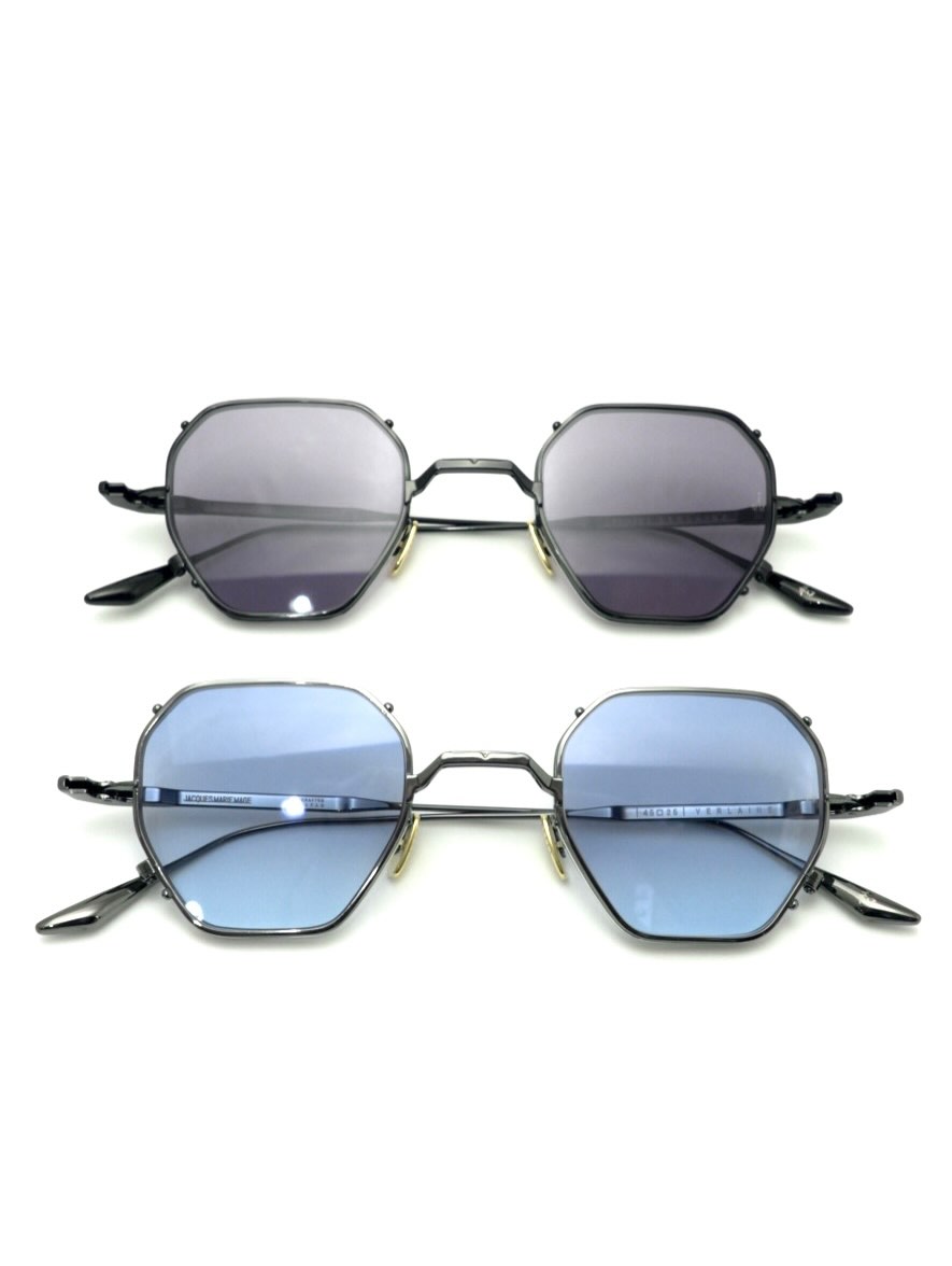 【VERLAINE】

brand : Jacques Marie Mage
model : VERLAINE
color :  Antique Silver, Corbeau

Jacques Marie Mageから、エッジを程よく落とした、オクタゴンシェイプのVERLAINEをご紹介いたします。

直線的な印象を保ちながら、掛けたときの馴染みやすさまで設計されています。
また、メタルリムが二重になっており、立体感と高級感を演出。
デザインは効いているのに、掛けると自然というバランスに仕上がっています。

Antique Silverは抜け感と清涼感、Corbeauは引き締まりと落ち着き。
カラーによって印象が大きく変わる一本です。

掲載モデル以外にも、店頭には複数ラインナップをご用意しております。

ぜひ店頭にてお試しください。

shop data 
::: ボズュー麻布 :::
最寄り駅 麻布十番駅
5b出口から徒歩約1分
住所 106-0045
東京都港区麻布十番1-10-12須田ビル 1F
03-6230-9983
azabu@beauxyeux.jp 

Introducing the VERLAINE by Jacques Marie Mage, an octagonal silhouette with softened edges.

While maintaining a sharp, structured look, it is designed to feel surprisingly natural when worn.
The double metal rim adds depth and a sense of refined luxury.

A design that stands out, yet settles effortlessly on the face.

Antique Silver offers a light, airy feel, while Corbeau delivers a more composed and understated impression.
The character of the frame shifts noticeably depending on the color.

In addition to the featured models, we carry a wider selection in-store.

We invite you to visit and try them on.

Shop Information 
::: Beauxyeux Azabu :::
Nearest Station: Azabu-Juban Station
Approximately 1-minute walk from Exit 5b
Address: 1F Suda Building, 1-10-12 Azabu-Juban, Minato-ku, Tokyo 106-0045
03-6230-9983
azabu@beauxyeux.jp

@beauxyeux_jiyugaoka