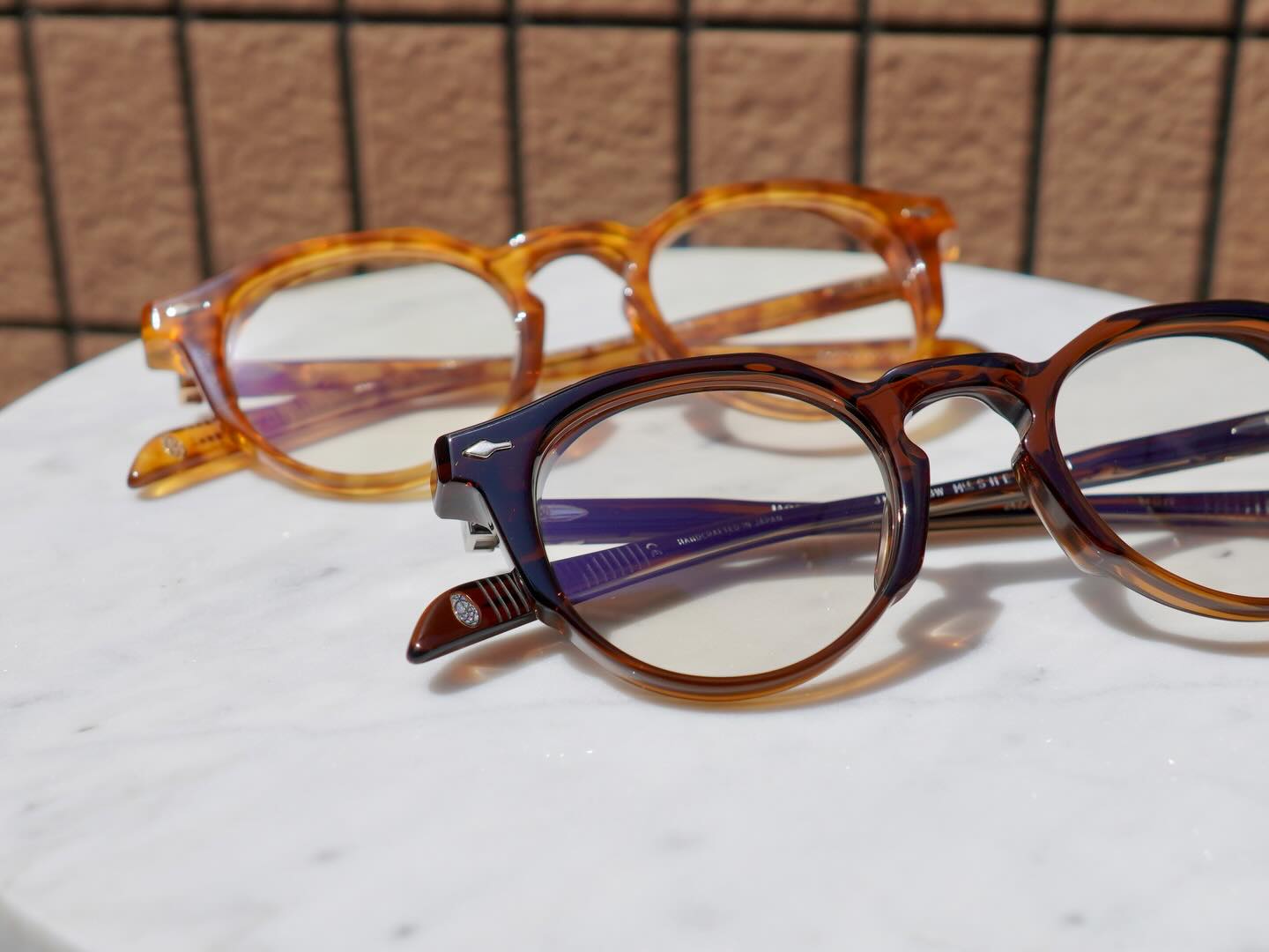 brand: JACQUES MARIE MAGE
model:SHERIDAN
col: ZOLTAR,CAMEL

人気モデルながら長らく生産の無かった【SHERIDAN】が待望の新色が入荷いたしました。

小ぶりなサイズ感と華奢な印象で掛けやすさのあるモデル。
JMMらしさのある生地のボリューム感はそのままにちょうど良いアクセント。

性別問わず掛けていただけます。
是非お試しください！

商品に関するお問い合わせはDM、お電話、メールでも受付しておりますのでお気軽に問い合わせください。

shop data
最寄り駅 自由が丘
正面口出口から歩いて約５分です。
住所 152-0035
東京都目黒区自由が丘1-16-13ヒルズ自由が丘1F
03-5731-6612
info＠beauxyeux.jp

The popular SHERIDAN model, which had been out of production for a long time, is finally back in stock with new colors!

This model is easy to wear thanks to its small size and delicate appearance.

It retains the characteristic volume of JMM's fabric while offering just the right amount of accent.

Suitable for both men and women.

Please try them on!

For product inquiries, please feel free to contact us via DM, phone, or email.

shop information
SHOP beauxyeux Jiyugaoka
ZIPCODE 152-0035
1F Hills Jiyugaoka 1-16-13
Jiyugaoka Meguro-ku Tokyo JAPAN
+81-35731-6612
info@beauxyeux.jp


#自由が丘 
@beauxyeux_azabu
@jacquesmariemage