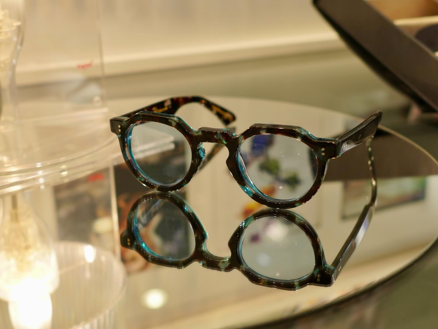 brand: Lesca LUNETIER
mod:Crown XL Panto 8mm
col:U

Lesca LUNETIERより人気シリーズ『Upcycling Acetate(アップサイクリングアセテート)』よりCROWNPANTOのXLサイズの新色が入荷しました！

貼り合わせのブルーのアセテート生地が綺麗な新色です。
このカラー以外にも多数入荷しております！

是非ご来店お待ちしております。

商品に関するお問い合わせはDM、お電話、メールでも受付しておりますのでお気軽に問い合わせください。

shop data
最寄り駅 自由が丘
正面口出口から歩いて約５分です。
住所 152-0035
東京都目黒区自由が丘1-16-13ヒルズ自由が丘1F
03-5731-6612
info＠beauxyeux.jp

New colors of the popular "Upcycling Acetate" series CROWNPANTO pants from Lesca LUNETIER are now available in XL size!

The new color features a beautiful layered blue acetate fabric.

Many other colors are also in stock!

We look forward to your visit.

For product inquiries, please feel free to contact us via DM, phone, or email.

shop information
SHOP beauxyeux Jiyugaoka
ZIPCODE 152-0035
1F Hills Jiyugaoka 1-16-13
Jiyugaoka Meguro-ku Tokyo JAPAN
+81-35731-6612
info@beauxyeux.jp

@beauxyeux_azabu
@lescalunetier
@globespecs_1998