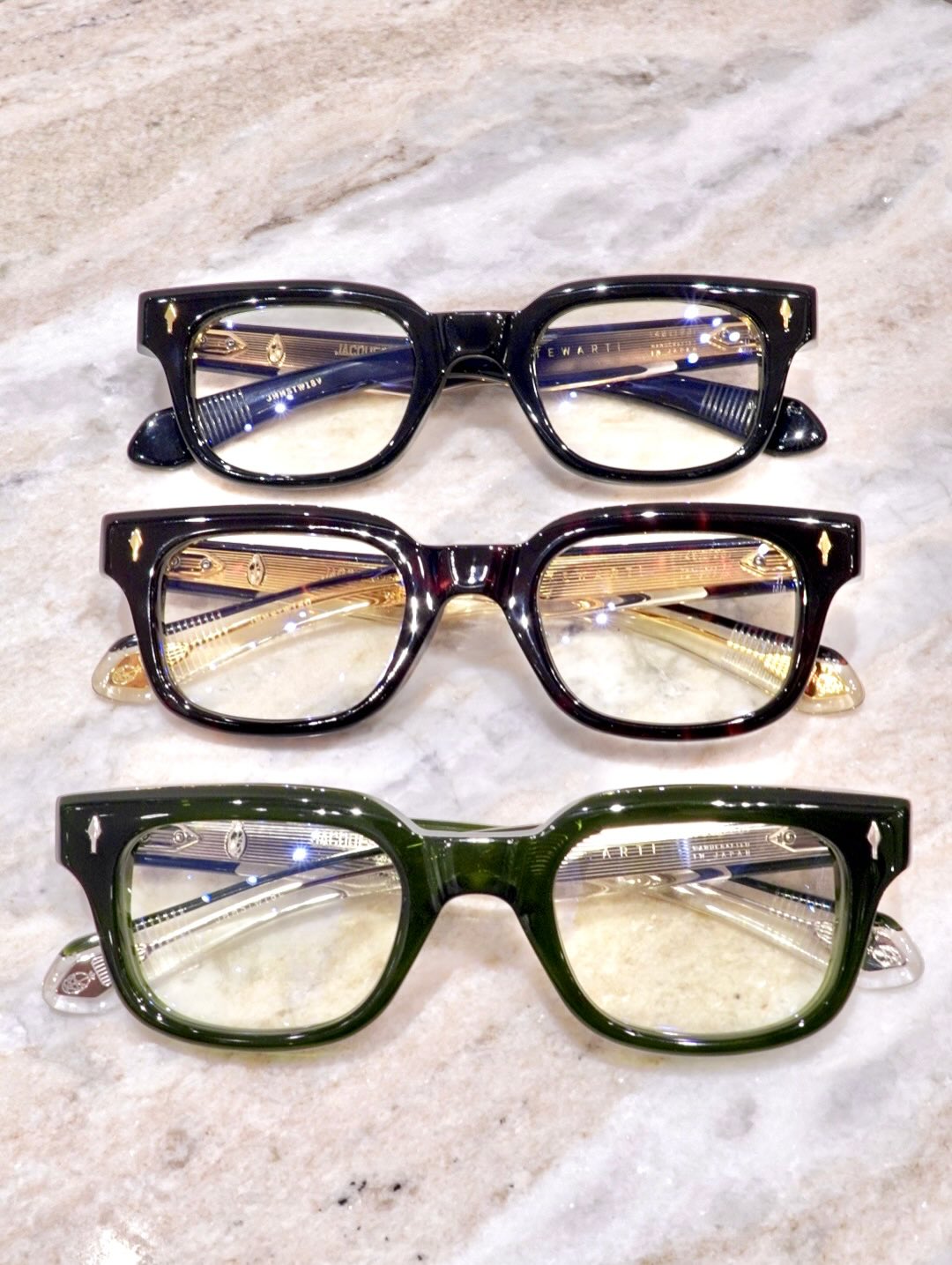 【STEWART入荷】

brand : Jacques Marie Mage
model : STEWART
color : Venom, Etna, Borneo

無駄を削ぎ落とした設計と落ち着いた品のある佇まい。
STEWARTが入荷しました。
ボクシーなシェイプは、1950年代アメリカンデザインの美意識を想起させます。 

全カラー、テンプル途中からコアワイヤーが覗く仕様。 
顔馴染みの良いシェイプとサイズバランスに仕上げながら、JMMらしい存在感も楽しめる一本です。 

掲載モデル以外にもご用意がございます。 
ぜひ店頭にてお試しください。

shop data 
::: ボズュー麻布 :::
最寄り駅 麻布十番駅
5b出口から徒歩約1分
住所 106-0045
東京都港区麻布十番1-10-12須田ビル 1F
03-6230-9983
azabu@beauxyeux.jp 

Refined in its restraint, with a composed and understated presence. 
STEWART is now available. 

The boxy silhouette evokes the aesthetic of American design from the 1950s. 

Across all colorways, the core wire is revealed from mid-temple onward. 
Designed with a well-balanced fit and easy wearability, while retaining the distinctive character of JMM. 

Additional styles are available in-store. 
Please feel free to visit and try them on.

Shop Information 
::: Beauxyeux Azabu :::
Nearest Station: Azabu-Juban Station
Approximately 1-minute walk from Exit 5b
Address: 1F Suda Building, 1-10-12 Azabu-Juban, Minato-ku, Tokyo 106-0045
03-6230-9983
azabu@beauxyeux.jp

@beauxyeux_jiyugaoka