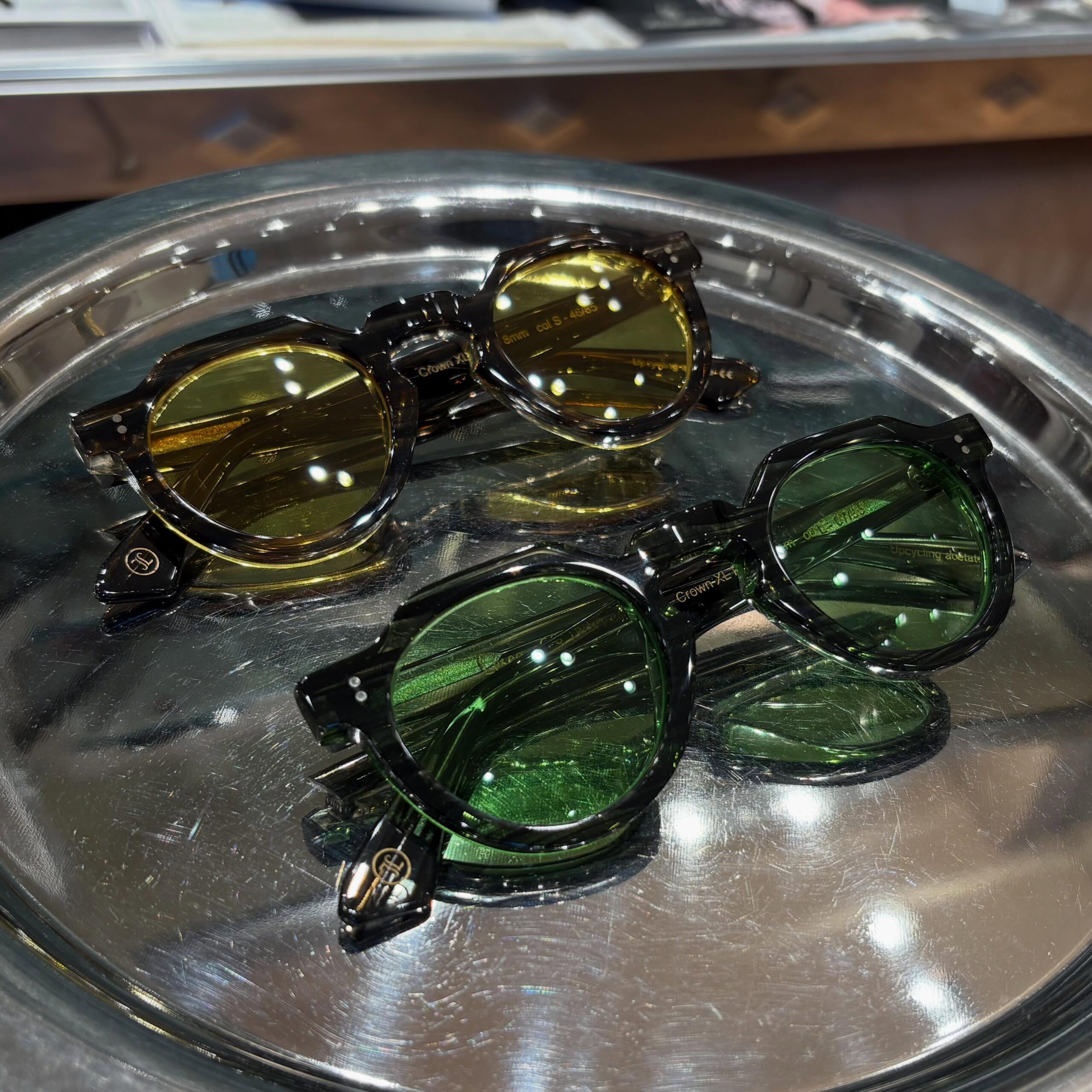 【LESCA Crown XL Panto 8mmが2カラー入荷いたしました！】

brand : LESCA
model : Crown XL Panto 8mm
color : col.L-07/85 / col.S-46/85

存在感のある8mm厚のフレームが特徴のCrown Pantoです！
丸みと直線がバランスよく組み合わさったシェイプで、クラシックながらもしっかり個性を出せる一本になります。

col.L-07/85は、落ち着いたトーンで肌なじみが良く、初めて太セルに挑戦する方にも取り入れやすいカラー。
一方でcol.S-46/85は、程よくアクセントになる色味で、コーディネートの主役としても活躍してくれます。

シンプルな服装に合わせるだけでも雰囲気が出るので、普段使いから少し雰囲気を変えたい時まで幅広くご利用いただけます！

「しっかりしたフレームを探している」「定番とは少し違う一本が欲しい」そんな方におすすめです。

店頭・DMでもお気軽にお問い合わせください

shop data 
::: ボズュー麻布 :::
最寄り駅 麻布十番駅
5b出口から徒歩約1分
住所 106-0045
東京都港区麻布十番1-10-12須田ビル 1F
03-6230-9983
azabu@beauxyeux.jp 

LESCA Crown XL Panto 8mm 

This Crown Panto features a bold 8mm thick frame that really stands out.
The balanced combination of curves and straight lines creates a classic shape with a strong sense of individuality.

The col. L-07/85 offers a calm tone that blends naturally with the skin, making it an easy choice even for those trying thicker frames for the first time.
On the other hand, col. S-46/85 adds just the right amount of accent, making it a great statement piece for your outfit.

It pairs effortlessly with simple styles, adding character to your everyday look or elevating your outfit when you want a subtle change.

Perfect for those who are looking for a solid, well-built frame or want something a little different from the usual classics.

Feel free to contact us in-store or via DM 

Shop Information 
::: Beauxyeux Azabu :::
Nearest Station: Azabu-Juban Station
Approximately 1-minute walk from Exit 5b
Address: 1F Suda Building, 1-10-12 Azabu-Juban, Minato-ku, Tokyo 106-0045
03-6230-9983
azabu@beauxyeux.jp

@beauxyeux_jiyugaoka