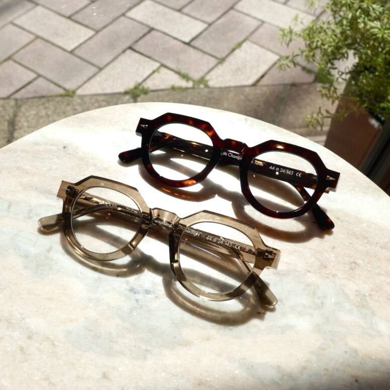 【AHLEM Petits Champsの入荷報告です!】
brand : AHLEM
model : Petits Champs
color : smokedlight/dark turtle
今回の入荷はAHLEMのPetits Champs(プティシャン)になります!
クラシカルな雰囲気のクラウンパントに、AHLEMならではのカッティングが施されているので、上品且つスタイリッシュなフレームです!
商品に関するお問い合わせはDM、お電話、メールでも受付しておりますのでお気軽に問い合わせください。
shop data
::: ボズュー麻布 :::
最寄り駅 麻布十番駅
5b出口から徒歩約1分
住所 106-0045
東京都港区麻布十番1-10-12須田ビル 1F
03-6230-9983
azabu@beauxyeux.jp
This arrival will be AHLEM's Petits Champs!
The crown pant with a classic atmosphere has a cut unique to AHLEM, so it is an elegant and stylish frame!
We also accept product inquiries via DM, phone, and email, so please feel free to contact us.
Shop Information
::: Beauxyeux Azabu :::
Nearest Station: Azabu-Juban Station
Approximately 1-minute walk from Exit 5b
Address: 1F Suda Building, 1-10-12 Azabu-Juban, Minato-ku, Tokyo 106-0045
03-6230-9983
azabu@beauxyeux.jp
@beauxyeux_jiyugaoka