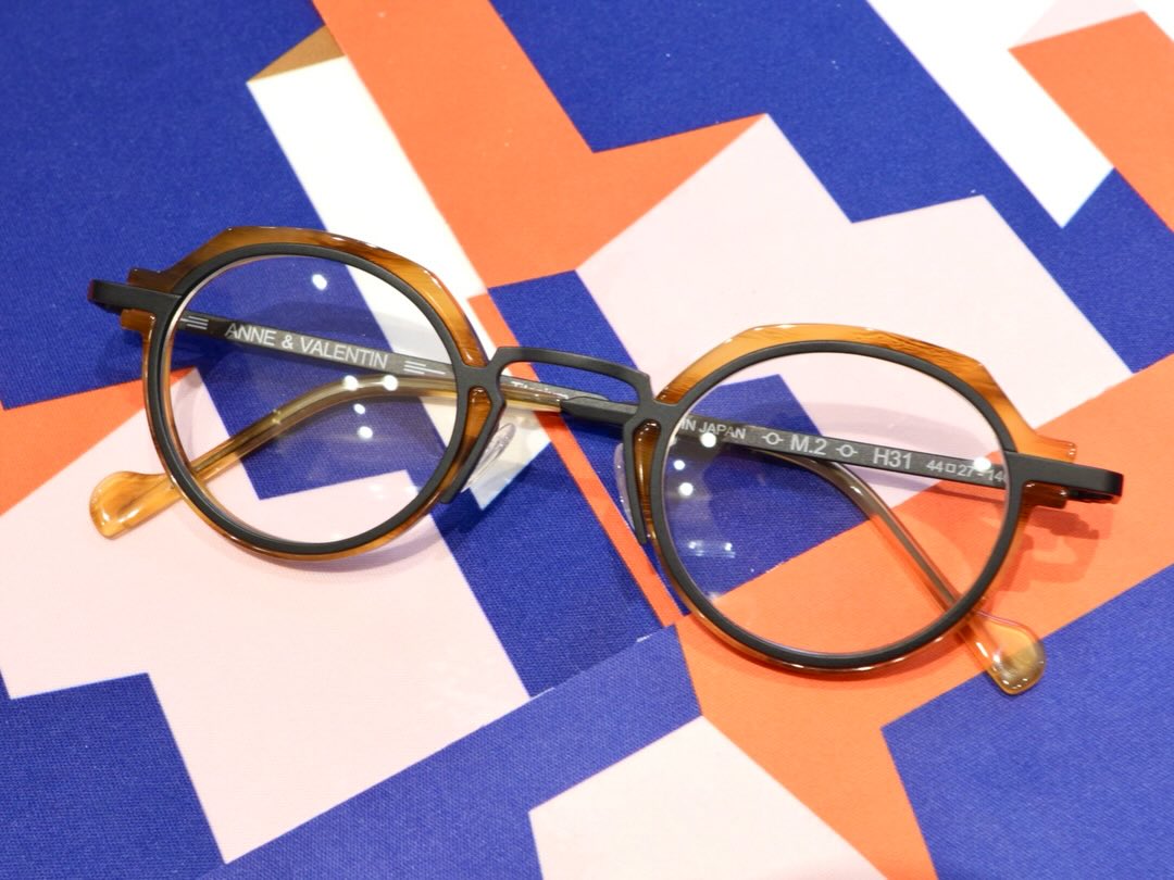【ANNE & VALENTINのM.2が入荷いたしました！】

brand : ANNE & VALENTIN
model : M.2
color : H31

ANNE & VALENTINのM.2 col.H31が入荷いたしました！
アンバレンタインのコンセプトTHE PLEASURE OF BEING MYSELF（自分らしくあることの喜び）を実現させるユニークで最先端なデザインです。
アセテート素材にメタル素材をはめ込む手法は、アンバレンタインならではの構造となっております。
店舗へお立ち寄りいただいた際は、是非お掛けください！

商品に関するお問い合わせはDM、お電話、メールでも受付しておりますのでお気軽に問い合わせください。

shop data 
::: ボズュー麻布 :::
最寄り駅 麻布十番駅
5b出口から徒歩約1分
住所 106-0045
東京都港区麻布十番1-10-12須田ビル 1F
03-6230-9983
azabu@beauxyeux.jp 

ANNE & VALENTIN's M.2 col.H31 is now in stock!

It is a unique and cutting-edge design that realizes Anne Valentine's concept THE PLEASURE OF BEING MYSELF (the joy of being yourself).

The method of inserting metal materials into acetate materials is unique to Anvalentine.

When you stop by the store, please stop by!

We also accept product inquiries via DM, phone, and email, so please feel free to contact us.

Shop Information 
::: Beauxyeux Azabu :::
Nearest Station: Azabu-Juban Station
Approximately 1-minute walk from Exit 5b
Address: 1F Suda Building, 1-10-12 Azabu-Juban, Minato-ku, Tokyo 106-0045
03-6230-9983
azabu@beauxyeux.jp

#ANNE&VALENTIN
ボズュー麻布
@beauxyeux_jiyugaoka