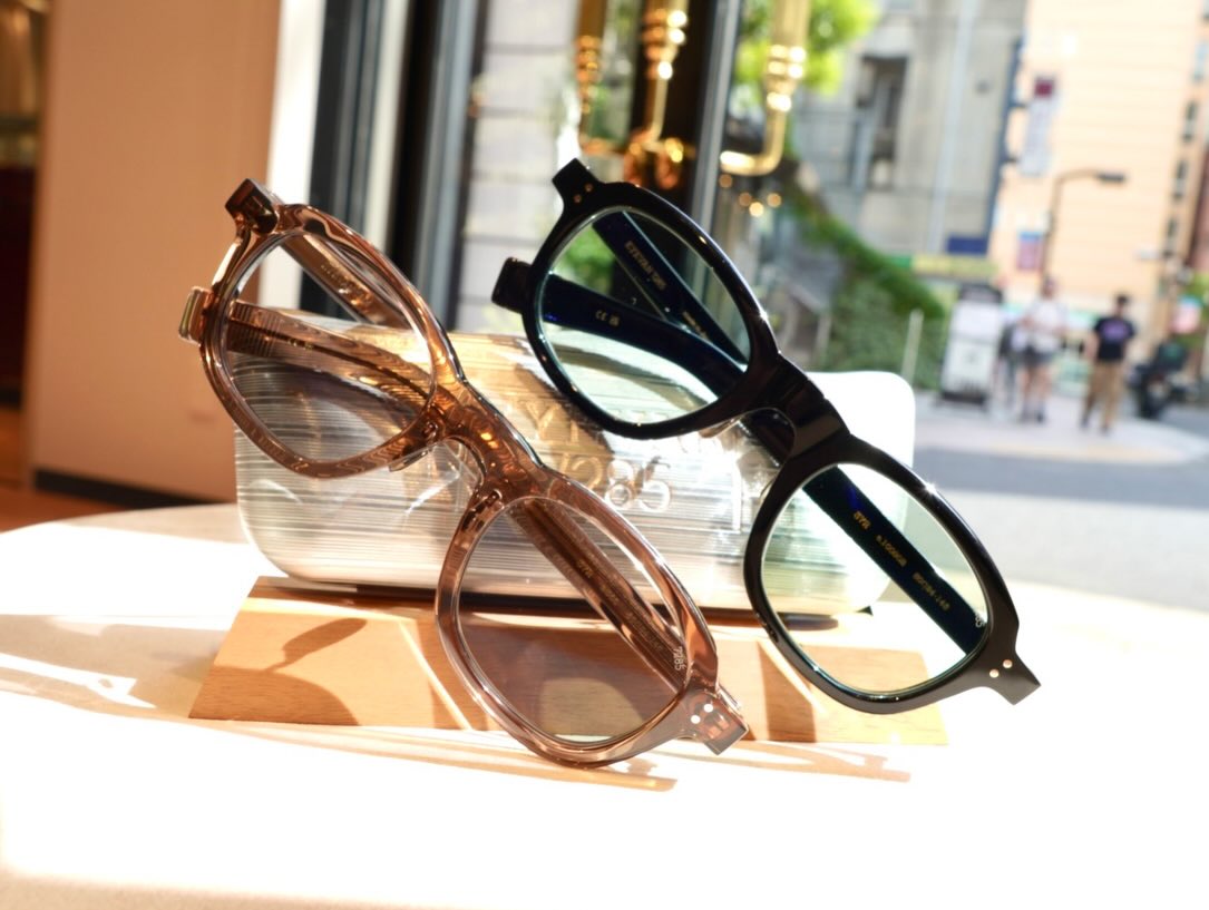 【EYEVAN7285の372が入荷いたしました!】
brand : EYEVAN7285
model : 372
color : 100902/365
372の特徴は50年代のヒストリカルな米国メーカーのフレームをモチーフとして取り入れたクラシカルなデザインです。
なめらかな縁にゆったり掛けていただけるサイズ感ですので、眼鏡としてもサングラスとしても両立できるフレームになっております。是非、この機会にご来店ください!
商品に関するお問い合わせはDM、お電話、メールでも受付しておりますのでお気軽に問い合わせください。
shop data
::: ボズュー麻布 :::
最寄り駅 麻布十番駅
5b出口から徒歩約1分
住所 106-0045
東京都港区麻布十番1-10-12須田ビル 1F
03-6230-9983
azabu@beauxyeux.jp
The feature of 372 is a classic design that incorporates the frame of a 1950s as a motif.
It has a smooth edge and a size that can be hung loosely, so it is a frame that can be used both glasses and sunglasses. Please take this opportunity to visit our store!
We also accept product inquiries via DM, phone, and email, so please feel free to contact us.
Shop Information
::: Beauxyeux Azabu :::
Nearest Station: Azabu-Juban Station
Approximately 1-minute walk from Exit 5b
Address: 1F Suda Building, 1-10-12 Azabu-Juban, Minato-ku, Tokyo 106-0045
03-6230-9983
azabu@beauxyeux.jp
@beauxyeux_jiyugaoka
