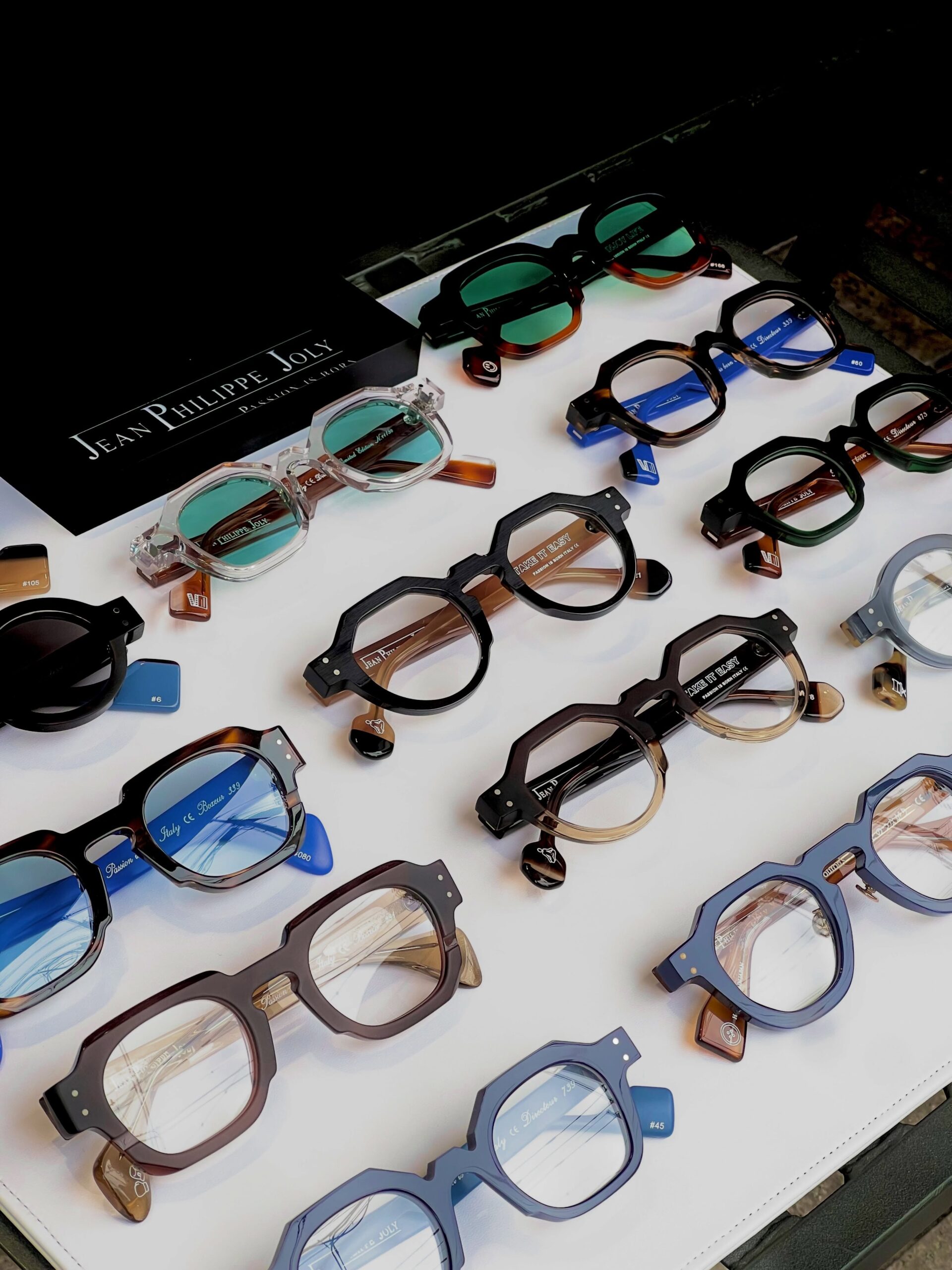 JEAN PHILIPPE JOLY（ジャンフィリップジョリー）が多数入荷いたしました！

2014年、フランス・パリで開催される眼鏡業界最大級の展示会「SILMO」からスタートしたJEAN PHILIPPE JOLY。

独創的で遊び心のあるネーミングと、フランスらしい洗練されたデザインは、多くのファンを魅了し続けています。
当店でも非常に人気が高く、長らく完売しておりました
・BOXEUR ・PROFESSEUR ・DIRECTEUR ・TAKE IT EASY ・ENJOY LIFE
はじめ多数人気モデルが再入荷いたしました。

シンプルでありながら個性を感じさせる絶妙なデザインは、掛ける人の魅力を引き立て、日常を少し特別なものにしてくれます。

今回の入荷は各モデル1本のみとなっております。
気になっていた方はもちろん、初めてジャンフィリップジョリーをご覧になる方もぜひ店頭にてお試しください。

shop data
最寄り駅 自由が丘
正面口出口から歩いて約５分です。
住所 152-0035
東京都目黒区自由が丘1-16-13ヒルズ自由が丘1F
03-5731-6612
info＠beauxyeux.jp
年中無休

We have received a large shipment of JEAN PHILIPPE JOLY eyewear!

JEAN PHILIPPE JOLY started in 2014 at "SILMO," the largest eyewear exhibition held in Paris, France.

Its original and playful naming, along with its sophisticated French designs, continues to captivate many fans.

Many popular models, including BOXEUR, PROFESSEUR, DIRECTEUR, TAKE IT EASY, and ENJOY LIFE, which were sold out for a long time, have been restocked.

The exquisite designs, simple yet distinctive, enhance the wearer's charm and make everyday life a little more special.

This shipment includes only one of each model.

Whether you've been curious about JEAN PHILIPPE JOLY before or are seeing it for the first time, please come and try them on in-store.

shop information
SHOP beauxyeux Jiyugaoka
ZIPCODE 152-0035
1F Hills Jiyugaoka 1-16-13
Jiyugaoka Meguro-ku Tokyo JAPAN
+81-35731-6612
info@beauxyeux.jp


#ジャンフィリップジョリー　


#眼鏡店　
@beauxyeux_azabu
@jeanphilippejolysunglasses