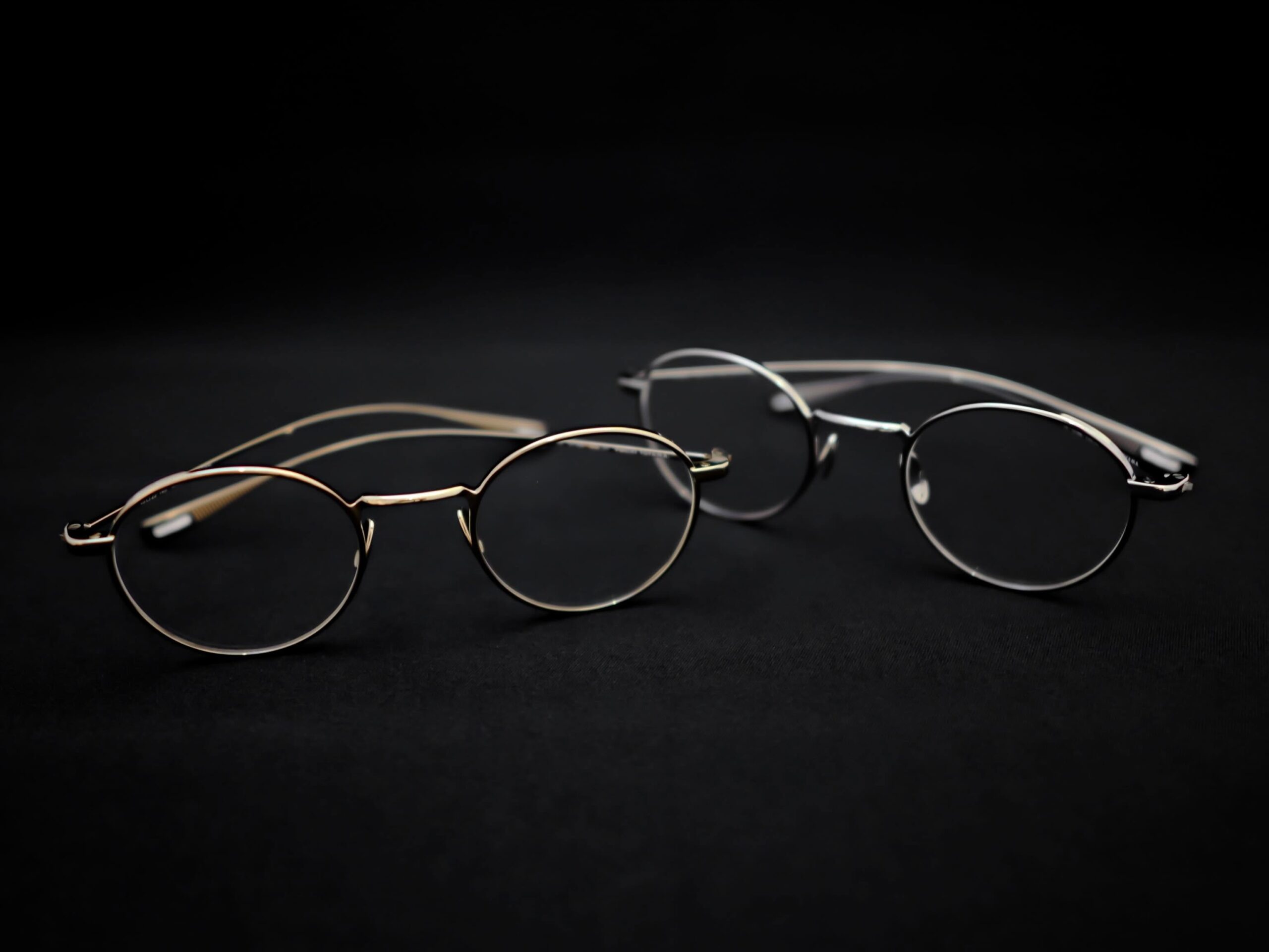 【YUICHI TOYAMA. 新作U-186 “Lerner”入荷】

brand : YUICHI TOYAMA.
model : U-186 “Lerner”
color : 01, 02

YUICHI TOYAMA.より、新作 U-186 “Lerner” が入荷いたしました。

カラーは、落ち着きのあるゴールドの Col.01 と、洗練された印象のシルバー Col.02 の2色をご用意しております。

“つまむ”という動作から着想を得た「PINCH」シリーズ。繊細なディテールと立体的なプレス加工が、シンプルなデザインの中に奥行きのある表情を生み出しています。

必要最小限まで削ぎ落とされたデザインの中に宿る、YUICHI TOYAMA.ならではの構造美。

ぜひ店頭にてご覧ください。

shop data 
::: ボズュー麻布 :::
最寄り駅 麻布十番駅
5b出口から徒歩約1分
住所 106-0045
東京都港区麻布十番1-10-12須田ビル 1F
03-6230-9983
azabu@beauxyeux.jp 

The new U-186 “Lerner” by YUICHI TOYAMA. has arrived.

Available in two colorways: the understated gold Col.01 and the refined silver Col.02.

Inspired by the simple gesture of “pinching,” the PINCH series features delicate detailing and three-dimensional pressed metalwork, creating a remarkable sense of depth within a clean, understated design.

A refined expression of the structural beauty that defines YUICHI TOYAMA., where every element has been reduced to only what is essential.

We invite you to experience it at our store.

Shop Information 
::: Beauxyeux Azabu :::
Nearest Station: Azabu-Juban Station
Approximately 1-minute walk from Exit 5b
Address: 1F Suda Building, 1-10-12 Azabu-Juban, Minato-ku, Tokyo 106-0045
03-6230-9983
azabu@beauxyeux.jp

@beauxyeux_jiyugaoka