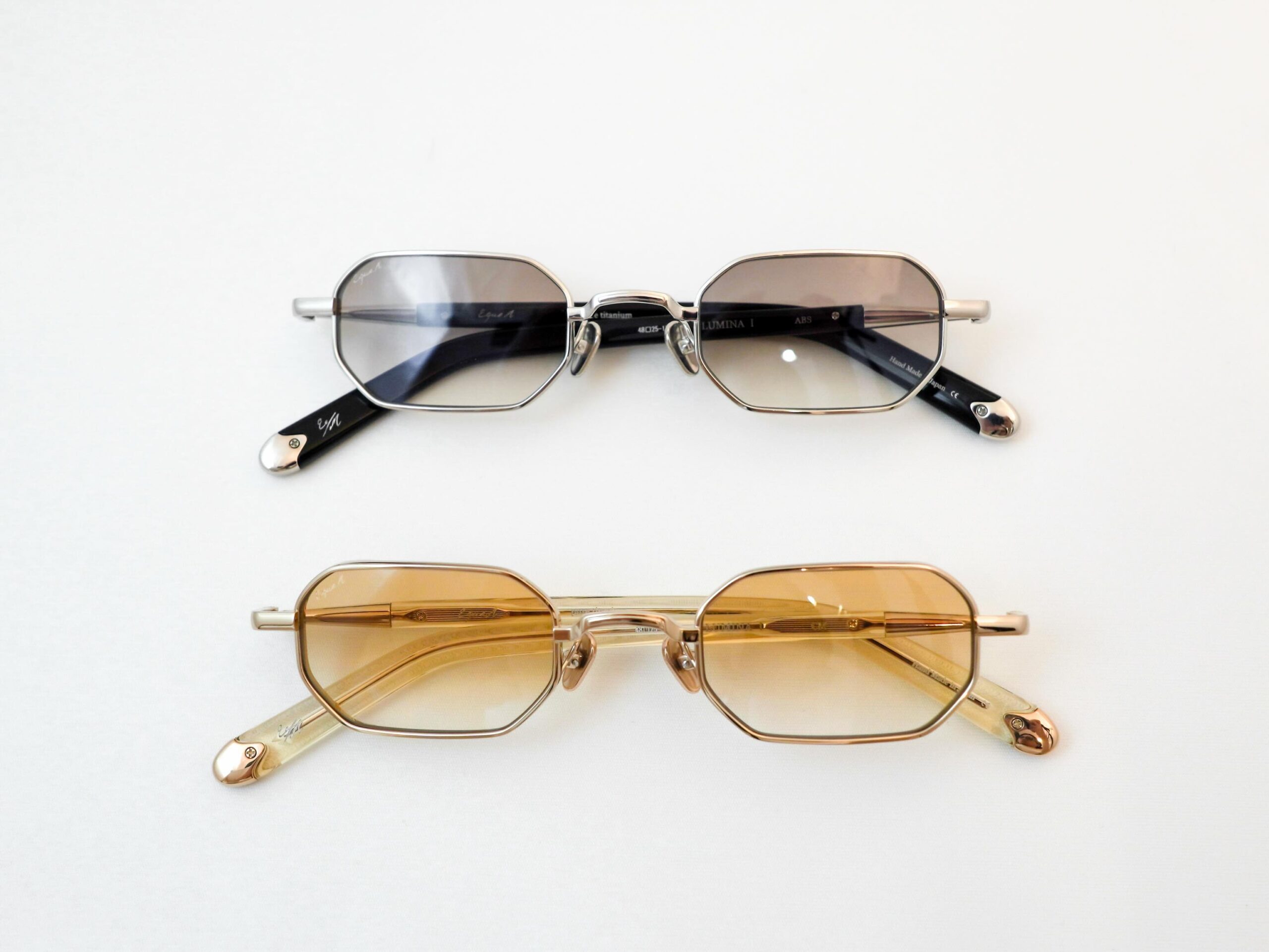 【Eque.M 新作 LUMINA Ⅰ 入荷】
brand : Eque.M
model : LUMINA Ⅰ
color : CM, ABS
Eque.Mより、新作「LUMINA Ⅰ」が入荷いたしました。
カラーは、ゴールドとシャンパンカラーが柔らかな表情を演出する CM と、シルバーとブラックのコントラストが際立つ ABS の2色をご用意しております。
オクタゴンシェイプに、アセテートとチタンを組み合わせたコンビネーションフレーム。
メタルのシャープな印象と、アセテートの柔らかな質感が絶妙に調和し、上品な雰囲気をまとっています。
また、レンズには絶妙な濃度のグラデーションカラーを採用し、より洗練された印象を演出します。
ぜひ店頭にてご覧ください。
shop data
::: ボズュー麻布 :::
最寄り駅 麻布十番駅
5b出口から徒歩約1分
住所 106-0045
東京都港区麻布十番1-10-12須田ビル 1F
03-6230-9983
azabu@beauxyeux.jp
The new “LUMINA Ⅰ” from Eque.M has arrived.
Available in two colorways: CM, featuring a soft combination of gold and champagne tones, and ABS, distinguished by the striking contrast of silver and black.
An octagonal silhouette paired with a refined combination of acetate and titanium.
The sharp character of metal and the soft texture of acetate come together in perfect balance, creating an elegant and sophisticated presence.
Finished with subtly graduated lenses in a carefully balanced tint, the design offers an even more refined and polished impression.
We invite you to experience it at our store.
Shop Information
::: Beauxyeux Azabu :::
Nearest Station: Azabu-Juban Station
Approximately 1-minute walk from Exit 5b
Address: 1F Suda Building, 1-10-12 Azabu-Juban, Minato-ku, Tokyo 106-0045
03-6230-9983
azabu@beauxyeux.jp
@beauxyeux_jiyugaoka