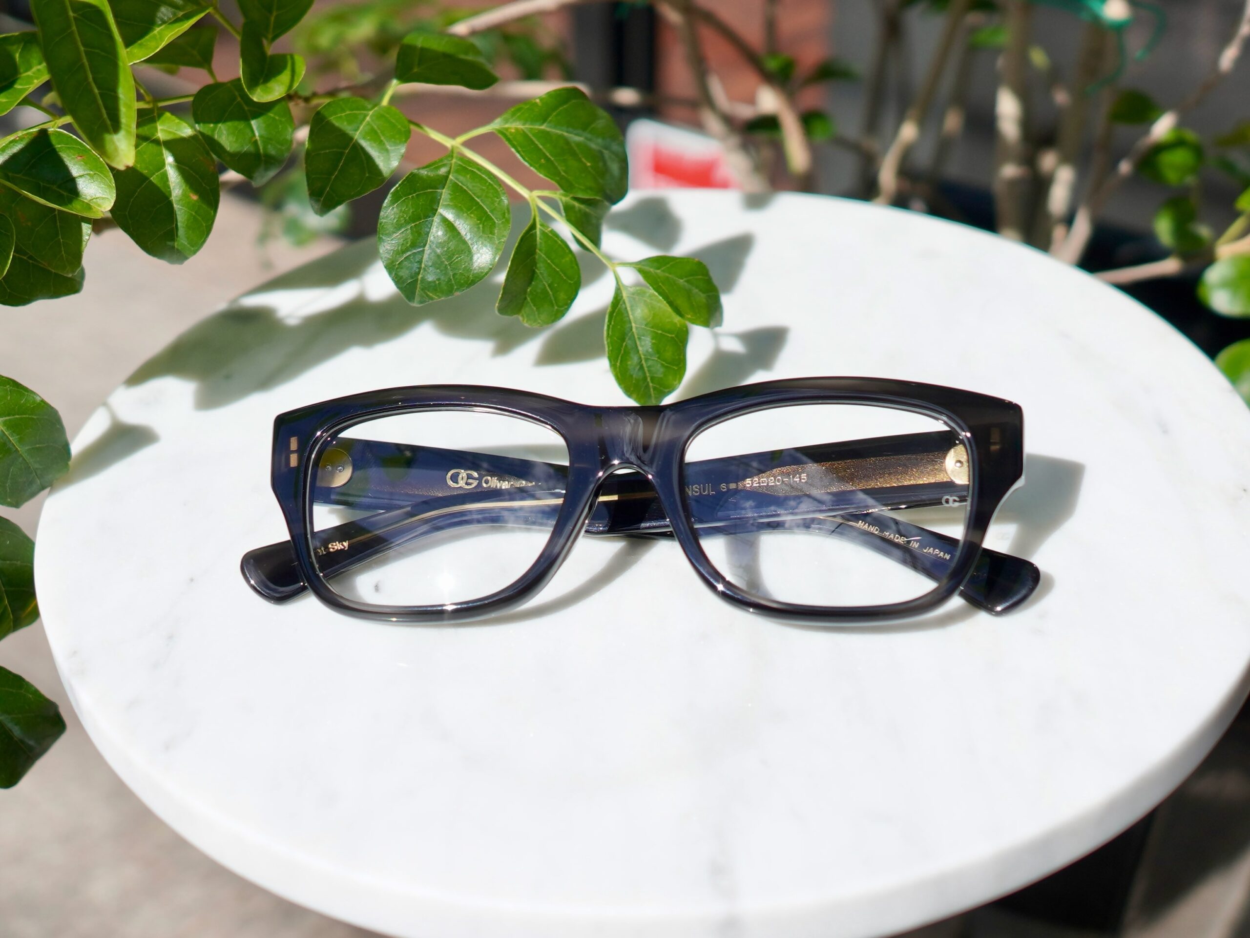 brand: OLIVER GOLD SMITH
model:CONSUL-s
col:Night Sky

当店の20周年を記念して、OLIVERGOLD SMITHの人気モデル【CONSUL-s】の別注モデルをリリースいたしました。

カラー名もこの生地に合わせて特別に付けていただきました。

グレーササで落ち着きもかっこよさも両立しているカラーリングです。

20周年にちなみ、20本のみの生産となっております。
是非店頭にてお試しくださいませ。

︎shop data︎
最寄り駅 自由が丘
正面口出口から歩いて約５分です。
住所 152-0035
東京都目黒区自由が丘1-16-13ヒルズ自由が丘1F
︎03-5731-6612
info＠beauxyeux.jp

︎ shop information︎
SHOP beauxyeux Jiyugaoka
ZIPCODE 152-0035
1F Hills Jiyugaoka 1-16-13
Jiyugaoka Meguro-ku Tokyo JAPAN
︎+81-35731-6612
info@beauxyeux.jp

@beauxyeux_azabu
@olivergoldsmithsunglasses