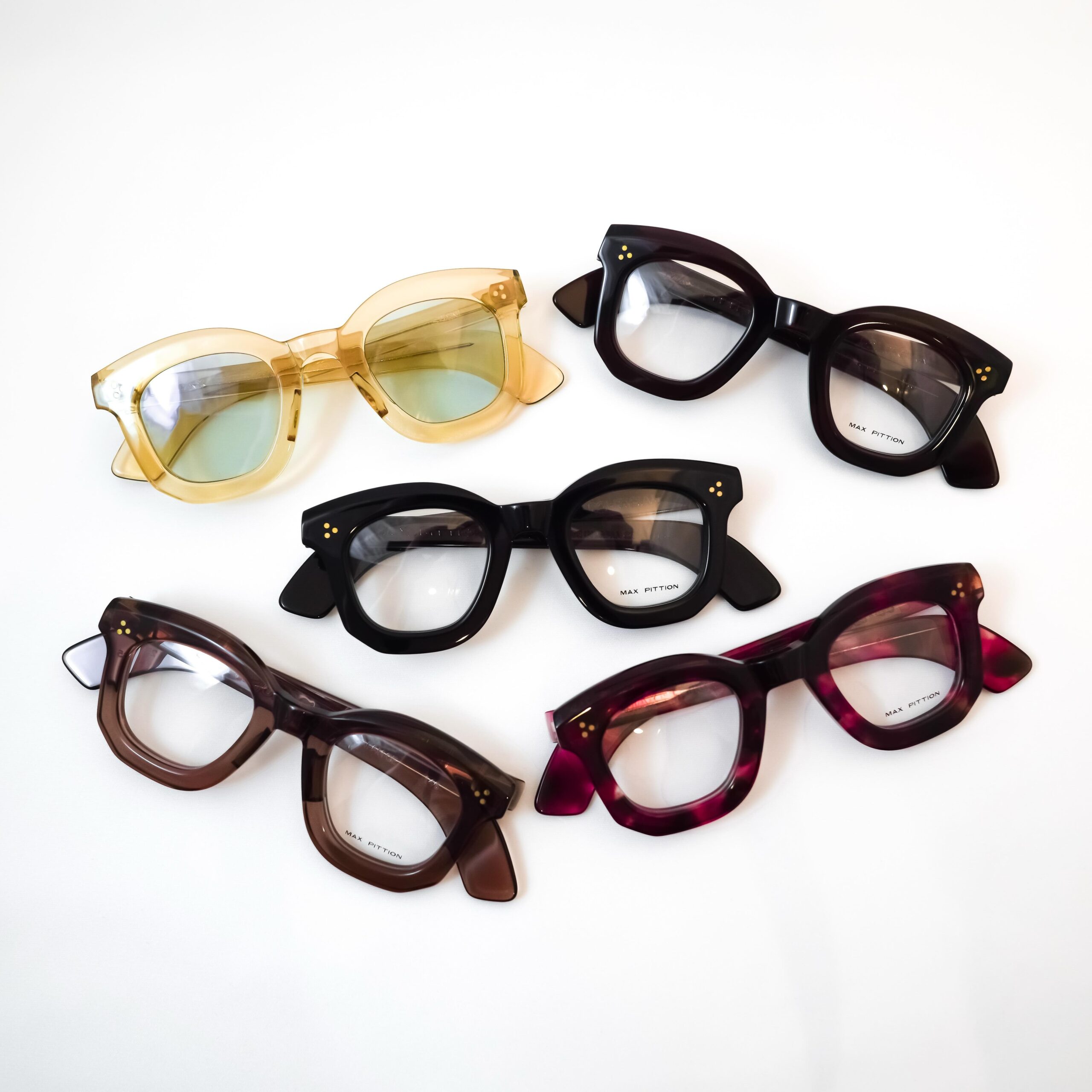 【MAX PITTION - POLITICIAN】

brand : MAX PITTION
model : POLITICIAN
color : Piano Black, Vintage Lavender, Dusty Champagne, Cinnamon, Ruby Rouge

MAX PITTIONより、POLITICIANが入荷しております。

フランスの歴史的アイウェアブランドが手がける伝説的なモデル。

肉厚なフレームに光沢と美しいカービングが施されているスクエアシェイプが特徴的な、世界中のヴィンテージアイウェアコレクターから高い評価を得ているモデルです。

当店のカラー展開は写真順に、ブラック、ヴィンテージラベンダー、ダスティシャンパン、シナモン、ルビールージュとなっております。

また、ブラックはレンズサイズを2サイズご用意しております。

ルビールージュにつきましては「POLITICIAN」表記ではなく、初回生産分のみに表記されている「POLI」表記となっております。

ダスティシャンパンは薄いグリーンレンズ、他はクリアレンズが組み合わされております。

「POLITICIAN」の名の通り、国をより良い未来へと発展させるためにある「政治家」の持つ威厳や佇まいが表現される堂々としたデザインです。

ぜひ店頭にてご覧ください。

shop data 
::: ボズュー麻布 :::
最寄り駅 麻布十番駅
5b出口から徒歩約1分
住所 106-0045
東京都港区麻布十番1-10-12須田ビル 1F
03-6230-9983
azabu@beauxyeux.jp 

POLITICIAN by MAX PITTION has arrived.

A legendary model created by the historic French eyewear brand, POLITICIAN is highly regarded by vintage eyewear collectors around the world.

The model is characterized by its bold, substantial frame, polished finish, beautifully carved detailing, and distinctive square shape.

Our available colors, in order of the photos, are:
Black, Vintage Lavender, Dusty Champagne, Cinnamon, and Ruby Rouge.

The Black is available in two different lens sizes.

Ruby Rouge features the original “POLI” marking rather than “POLITICIAN,” a detail found only on the first production run.

Dusty Champagne is paired with a light green lens, while the other colors come with clear lenses.

True to its name, “POLITICIAN,” the design conveys the dignity, presence, and commanding stature of a politician entrusted with the responsibility of leading a country toward a better future.

We invite you to visit our store and experience POLITICIAN in person.

Shop Information 
::: Beauxyeux Azabu :::
Nearest Station: Azabu-Juban Station
Approximately 1-minute walk from Exit 5b
Address: 1F Suda Building, 1-10-12 Azabu-Juban, Minato-ku, Tokyo 106-0045
03-6230-9983
azabu@beauxyeux.jp

@beauxyeux_jiyugaoka