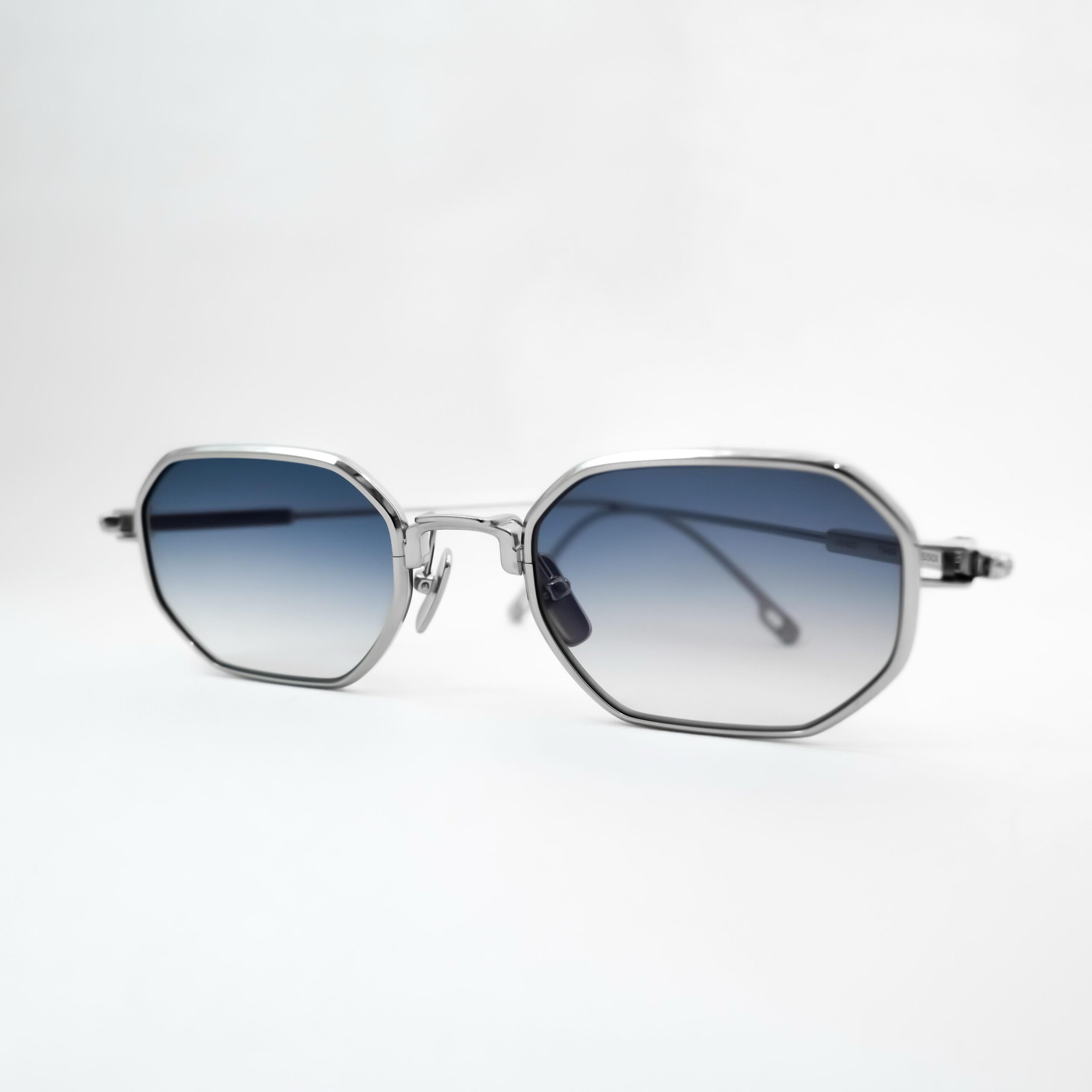 【SATO EYEWEAR - TIMIR】
brand : SATO
model : TIMIR
color : S501
SATO(SATO EYEWEAR)より、「TIMIR」をご紹介いたします。
強度、軽量性に優れた日本製の純チタンを使用したシルバーのメタルフレームに、ネイビーカラーのグラデーションレンズが組み合わされたモデル。
90年代にファッショニスタが取り入れ始めたオクタゴン(8角形)のフロントデザインで、角張り過ぎておらずソフトな丸みを帯びています。
厳格なこだわりを持ってハンドメイド製で作られており、世界限定400本、シリアルナンバーもテンプル内側に記載されております。
メカニカルなデザインでありつつ、ソフトなシェイプを両立されたモデルです。
ぜひ店頭にてご覧ください。
shop data
::: ボズュー麻布 :::
最寄り駅 麻布十番駅
5b出口から徒歩約1分
住所 106-0045
東京都港区麻布十番1-10-12須田ビル 1F
03-6230-9983
azabu@beauxyeux.jp
Introducing “TIMIR” by SATO (SATO EYEWEAR).
This model features a silver metal frame crafted from high-strength, lightweight Japanese pure titanium, paired with navy gradient lenses.
The front design takes inspiration from the octagonal shape that fashion enthusiasts began embracing in the 1990s. Rather than being overly angular, its softly rounded contours create a refined and balanced look.
Meticulously handcrafted with uncompromising attention to detail, “TIMIR” is limited to just 400 pieces worldwide. Each pair is individually marked with a serial number on the inside of the temple.
Combining a mechanical, sophisticated aesthetic with soft, rounded lines, “TIMIR” offers a distinctive balance of character and elegance.
We invite you to discover “TIMIR” in store.
Shop Information
::: Beauxyeux Azabu :::
Nearest Station: Azabu-Juban Station
Approximately 1-minute walk from Exit 5b
Address: 1F Suda Building, 1-10-12 Azabu-Juban, Minato-ku, Tokyo 106-0045
03-6230-9983
azabu@beauxyeux.jp
@beauxyeux_jiyugaoka