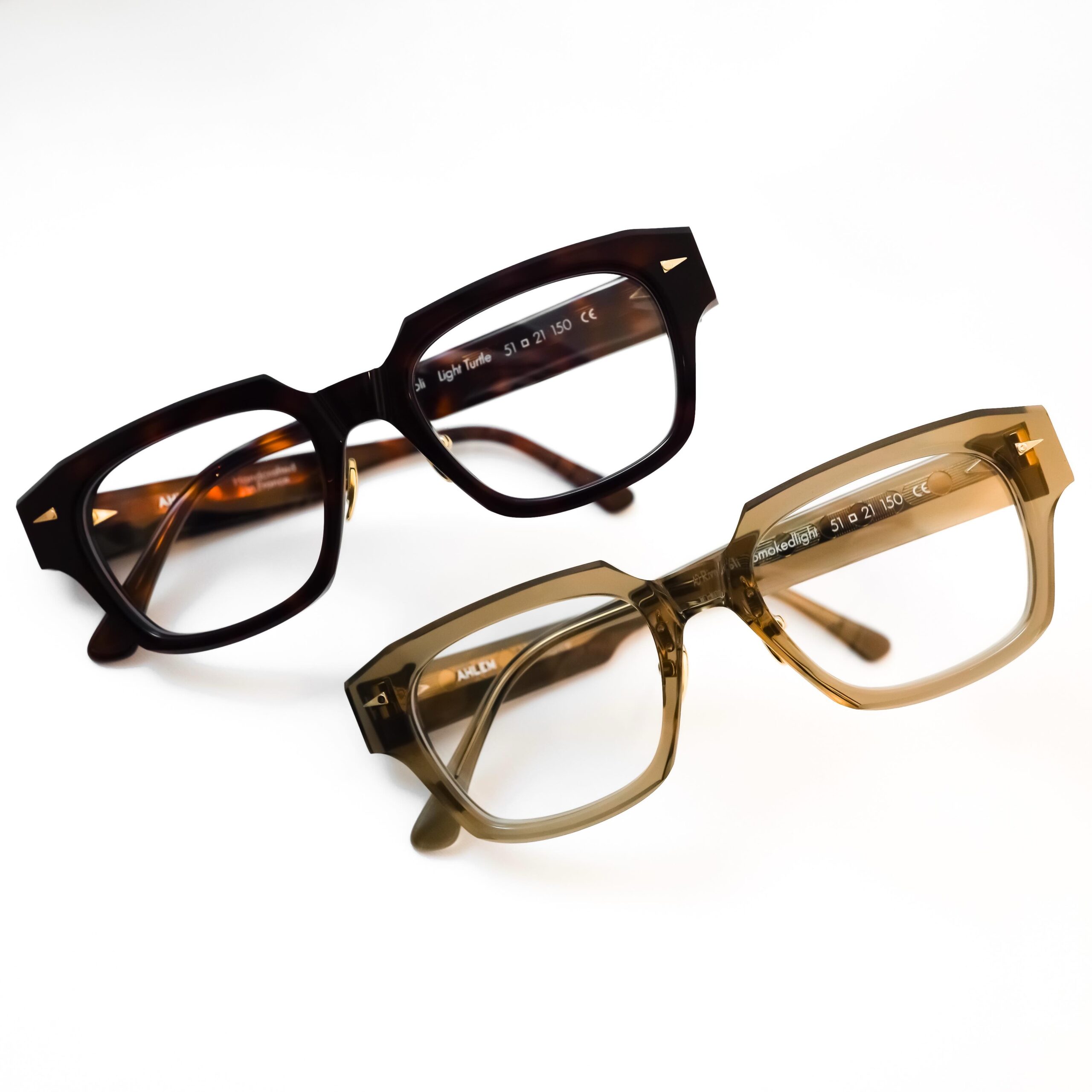 【AHLEM - 新作 AD RIVOLI 入荷】
brand : AHLEM
model : AD RIVOLI
color : Light Turtle, Smokedlight
AHLEMより、新作の「AD RIVOLI」が入荷いたしました。
カラー展開は、深いブラウン系べっ甲柄の「Light Turtle」、透け感のあるグレージュカラーの「Smokedlight」の2色となります。
また、両カラーともクリアレンズが採用されております。
8mm厚のアセテートを用いたフロントは、丁寧な面取りによって光の陰影が生まれ、立体的で美しい表情を見せます。
スクエアをベースに、ほどよく丸みを残したシルエット。
クラシックさとモダンさが調和した、AHLEMらしい一本です。
通常モデルとの違いとして、最初から鼻パッドが金属製のクリングス仕様で設計されているため、鼻の高さや掛け位置に合わせた細かなフィッティングが可能です。
ぜひ店頭にてお試しください。
shop data
::: ボズュー麻布 :::
最寄り駅 麻布十番駅
5b出口から徒歩約1分
住所 106-0045
東京都港区麻布十番1-10-12須田ビル 1F
03-6230-9983
azabu@beauxyeux.jp
The new “AD RIVOLI” from AHLEM has arrived.
Available in two colorways: “Light Turtle,” a deep brown tortoiseshell, and “Smokedlight,” a translucent greige.
Both colorways feature clear lenses.
The front is crafted from 8mm-thick acetate, with carefully beveled surfaces that create subtle variations of light and shadow, giving the frame a beautifully sculpted and dimensional appearance.
The silhouette is based on a classic square shape, softened with just the right amount of curvature. A refined balance of classic and modern design, embodying the distinctive aesthetic of AHLEM.
Unlike the standard models, the AD RIVOLI is designed from the outset with adjustable metal nose pads and pad arms. This allows for precise fitting according to the wearer’s nose height and preferred position.
We invite you to visit our store and experience the AD RIVOLI in person.
Shop Information
::: Beauxyeux Azabu :::
Nearest Station: Azabu-Juban Station
Approximately 1-minute walk from Exit 5b
Address: 1F Suda Building, 1-10-12 Azabu-Juban, Minato-ku, Tokyo 106-0045
03-6230-9983
azabu@beauxyeux.jp
@beauxyeux_jiyugaoka
